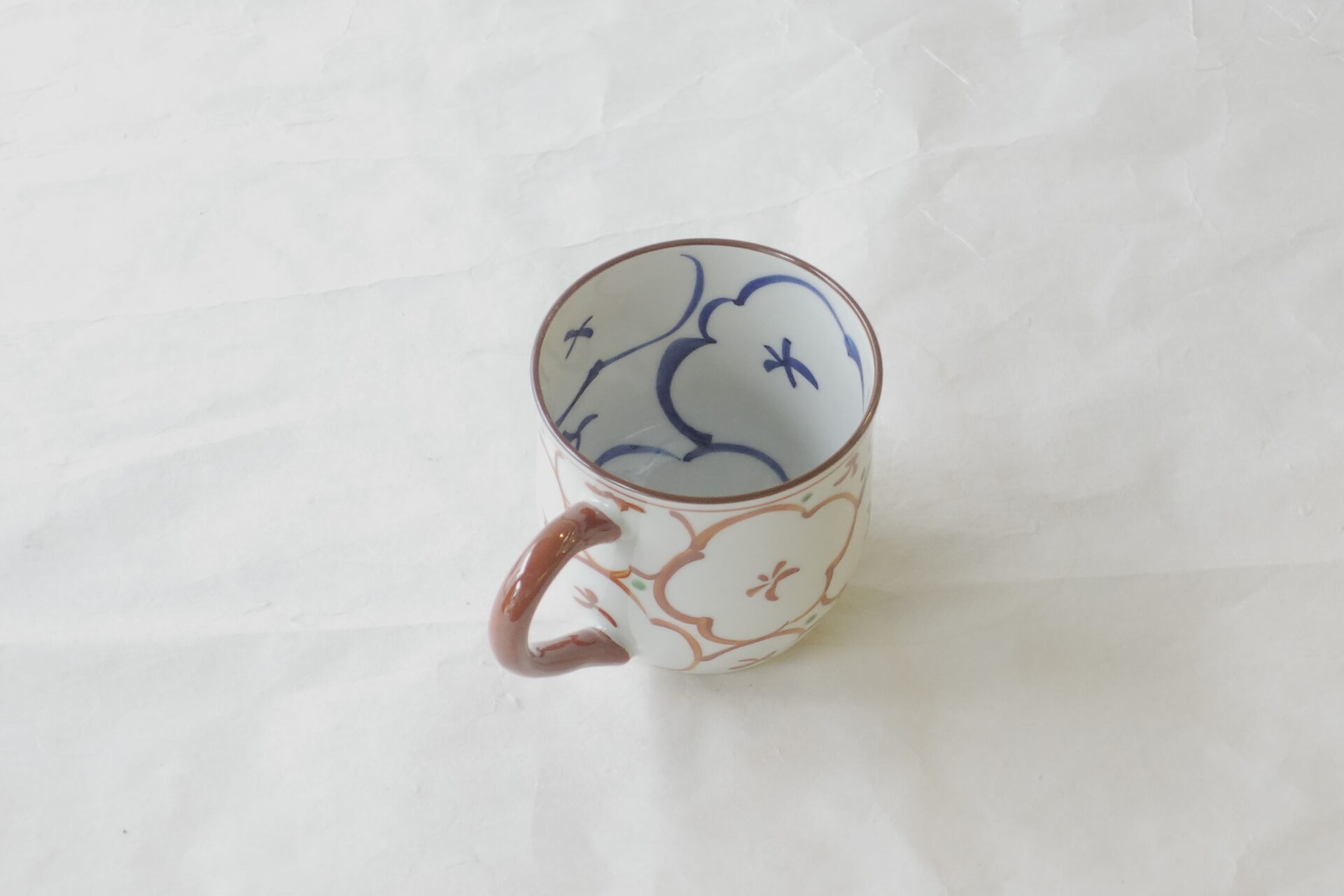 陶磁器 清水焼 陶遊 手づくり マグカップ 白磁 花 手描き 赤絵 染付 手間 高い技術 さわやか お洒落 軽い 扱いやすい 洗いやすい 羽反り口 口当たりが良い 飲みやすい 安定性 耐久性 デザイン性 実用性 美濃焼 鉄瓶 陶器 漆 漆器 有田焼 金継ぎ 焼き物 食器 陶磁器 伝統工芸品 茶碗 工芸品 九谷焼 南部鉄器 陶芸 陶器市 岐阜 焼き物 磁器 瀬戸物 岐阜県 岐阜市 美殿町６−番地 小林漆陶 漆塗り器 織部焼 小林漆器 箸 金継ぎ お香 食器 茶道具 陶器 美濃焼専門店 お皿 ceramics ih pottery うつわ うつわ屋 お皿屋さん お茶 お茶碗 お箸 かまど この辺に陶器屋さんってあります とうきいち やきもの ガラス工房 ギフト　ギフトショップ マグカップ モダン焼物 レンジできる陶器 切子 南部鉄器 どこ　岐阜市南部鉄器販売店 南部鉄器購入 岐阜県器屋 土鍋 岐阜小洒落たお皿 お椀が出る店 器 塗り物 漆塗り 陶器屋さん 食器屋さん お椀 ひのき 岐阜城周辺茶道具 販売陶器 販売陶器屋さん 陶器店 漆器店 岐阜有名な器屋さん 岐阜県食器売ってるところ 岐阜駅 陶器工芸品店 徳利 売ってる店 急須販売 扇子 抹茶 掛け軸 修復 日本陶瓷 漆器 木の食器 樺細工 江戸切子 食器 漆の器 漆器 うるし 漆器店 漆塗 漆椀 火鉢 灰 美殿町商店街 美濃焼ショップ 岐阜市 湯呑み お店 付近 美濃焼き専門店 美濃焼販売 花瓶 茶器 オンライン輪島塗 なつめ 店近くのガラス屋さん 近くの陶器屋さん 酒器 ガラス 金継ぎ依頼 岐阜鉄器鉄瓶 取扱店 Japanese 陶器 修理 陶器専門店 陶器小売店 岐阜陶器屋 陶器店 陶磁器 陶磁器専門店 陶芸家 おすすめ お店 岐阜食洗機対応 漆椀 JapanesetablewareJapanesecrafts Japaneseceramics Japanesepottery Handcrafted TraditionalCrafts Japaneseculture Traditionalart Japaneseteautensils TeaCeremony Japaneselacquerware インテリア 一輪挿し 入れ物 陶芸 陶芸皿 陶器いろいろ 陶器店 絵皿 絵柄 オンラインショップ 置物 おひつ オーブントースター 置物スタイリッシュ お皿 オブジェ 置物かわいい お皿陶磁器 お椀陶器 陶器欠損補修 花瓶 貫入 傘立て 陶器花 カップ 花 陶磁器 陶器金継ぎ キャニスター 器 急須 京都 金彩 九州 急須 陶芸食器 コーヒーカップ コップ 小物入れ 皿 ごはん鍋 食洗機 修理 食器 修理金継ぎ 陶器販売 瀬戸物 染付 タンブラー 耐熱陶器 茶碗 近くの陶器店 通販 土物 通販 手作り陶器 陶磁器 鍋