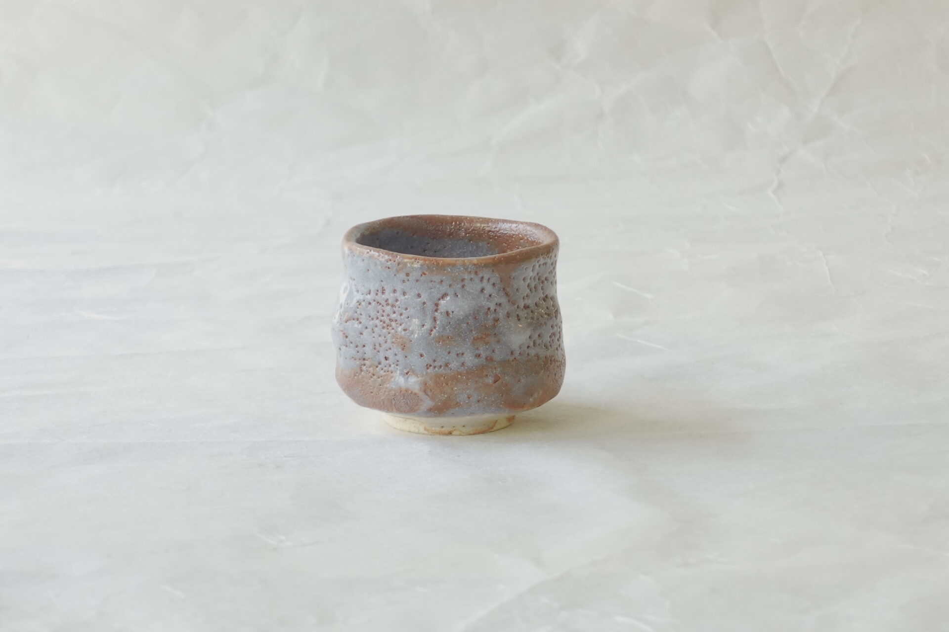 陶器 美濃焼 林亮次 荘山窯 志野 ぐい呑み 炎の芸術 力強い ねずみ志野 味わい 貫入 飲みやすい 手に馴染む 持ちやすい 安定感 プレゼント 海外 お土産 逸品 美濃焼 鉄瓶 陶器 漆 漆器 有田焼 金継ぎ 焼き物 食器 陶磁器 伝統工芸品 茶碗 工芸品 九谷焼 南部鉄器 陶芸 陶器市 岐阜 焼き物 磁器 瀬戸物 岐阜県 岐阜市 美殿町６−番地 小林漆陶 漆塗り器 織部焼 小林漆器 箸 金継ぎ お香 食器 茶道具 陶器 美濃焼専門店 お皿 ceramics ih pottery うつわ うつわ屋 お皿屋さん お茶 お茶碗 お箸 かまど この辺に陶器屋さんってあります とうきいち やきもの ガラス工房 ギフト　ギフトショップ マグカップ モダン焼物 レンジできる陶器 切子 南部鉄器 どこ　岐阜市南部鉄器販売店 南部鉄器購入 岐阜県器屋 土鍋 岐阜小洒落たお皿 お椀が出る店 器 塗り物 漆塗り 陶器屋さん 食器屋さん お椀 ひのき 岐阜城周辺茶道具 販売陶器 販売陶器屋さん 陶器店 漆器店 岐阜有名な器屋さん 岐阜県食器売ってるところ 岐阜駅 陶器工芸品店 徳利 売ってる店 急須販売 扇子 抹茶 掛け軸 修復 日本陶瓷 漆器 木の食器 樺細工 江戸切子 食器 漆の器 漆器 うるし 漆器店 漆塗 漆椀 火鉢 灰 美殿町商店街 美濃焼ショップ 岐阜市 湯呑み お店 付近 美濃焼き専門店 美濃焼販売 花瓶 茶器 オンライン輪島塗 なつめ 店近くのガラス屋さん 近くの陶器屋さん 酒器 ガラス 金継ぎ依頼 岐阜鉄器鉄瓶 取扱店 Japanese 陶器 修理 陶器専門店 陶器小売店 岐阜陶器屋 陶器店 陶磁器 陶磁器専門店 陶芸家 おすすめ お店 岐阜食洗機対応 漆椀 JapanesetablewareJapanesecrafts Japaneseceramics Japanesepottery Handcrafted TraditionalCrafts Japaneseculture Traditionalart Japaneseteautensils TeaCeremony Japaneselacquerware インテリア 一輪挿し 入れ物 陶芸 陶芸皿 陶器いろいろ 陶器店 絵皿 絵柄 オンラインショップ 置物 おひつ オーブントースター 置物スタイリッシュ お皿 オブジェ 置物かわいい お皿陶磁器 お椀陶器 陶器欠損補修 花瓶 貫入 傘立て 陶器花 カップ 花 陶磁器 陶器金継ぎ キャニスター 器 急須 京都 金彩 九州 急須 陶芸食器 コーヒーカップ コップ 小物入れ 皿 ごはん鍋 食洗機 修理 食器 修理金継ぎ 陶器販売 瀬戸物 染付 タンブラー 耐熱陶器 茶碗 近くの陶器店 通販 土物 通販 手作り陶器 陶磁器 鍋