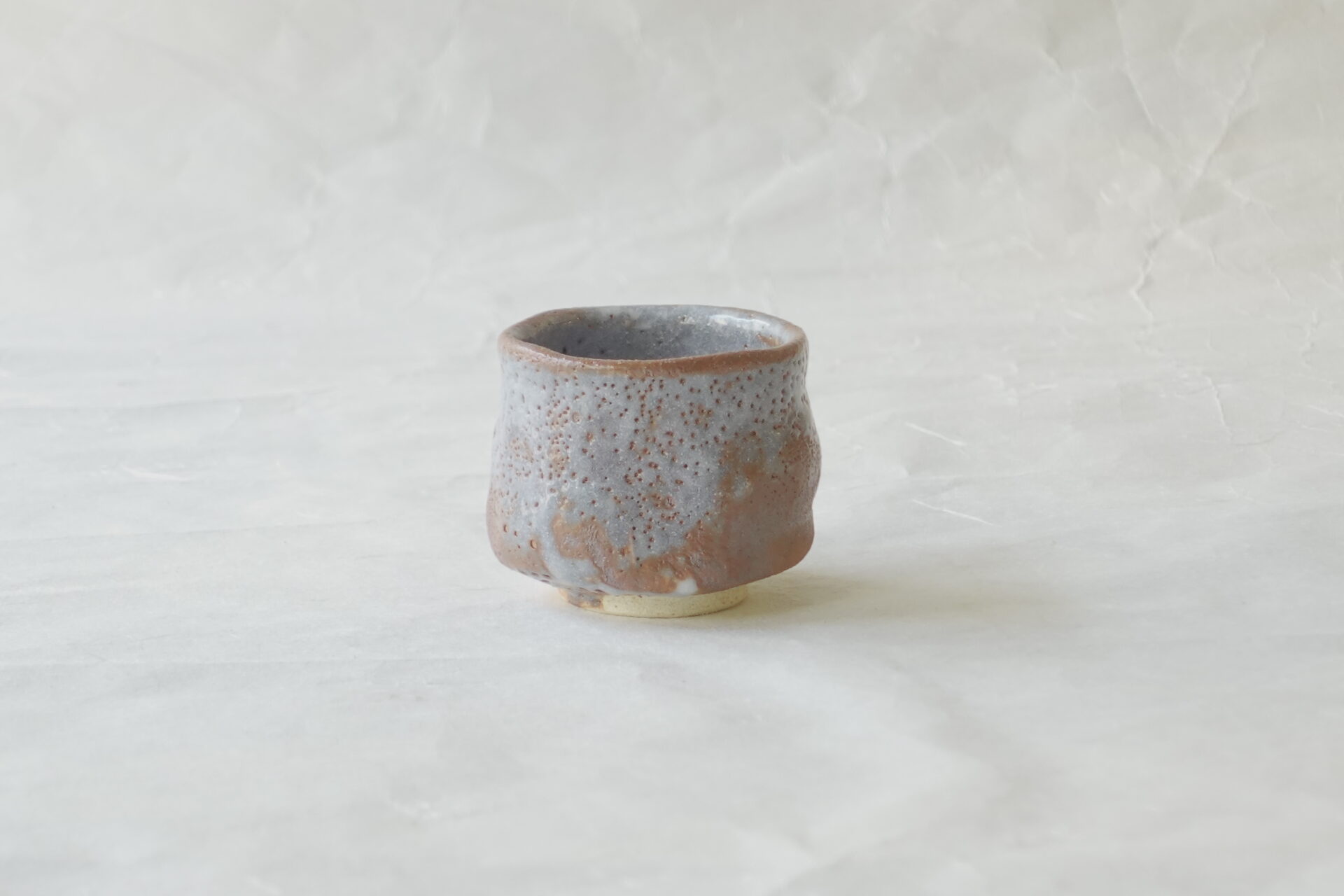 陶器 美濃焼 林亮次 荘山窯 志野 ぐい呑み 炎の芸術 力強い ねずみ志野 味わい 貫入 飲みやすい 手に馴染む 持ちやすい 安定感 プレゼント 海外 お土産 逸品 美濃焼 鉄瓶 陶器 漆 漆器 有田焼 金継ぎ 焼き物 食器 陶磁器 伝統工芸品 茶碗 工芸品 九谷焼 南部鉄器 陶芸 陶器市 岐阜 焼き物 磁器 瀬戸物 岐阜県 岐阜市 美殿町６−番地 小林漆陶 漆塗り器 織部焼 小林漆器 箸 金継ぎ お香 食器 茶道具 陶器 美濃焼専門店 お皿 ceramics ih pottery うつわ うつわ屋 お皿屋さん お茶 お茶碗 お箸 かまど この辺に陶器屋さんってあります とうきいち やきもの ガラス工房 ギフト　ギフトショップ マグカップ モダン焼物 レンジできる陶器 切子 南部鉄器 どこ　岐阜市南部鉄器販売店 南部鉄器購入 岐阜県器屋 土鍋 岐阜小洒落たお皿 お椀が出る店 器 塗り物 漆塗り 陶器屋さん 食器屋さん お椀 ひのき 岐阜城周辺茶道具 販売陶器 販売陶器屋さん 陶器店 漆器店 岐阜有名な器屋さん 岐阜県食器売ってるところ 岐阜駅 陶器工芸品店 徳利 売ってる店 急須販売 扇子 抹茶 掛け軸 修復 日本陶瓷 漆器 木の食器 樺細工 江戸切子 食器 漆の器 漆器 うるし 漆器店 漆塗 漆椀 火鉢 灰 美殿町商店街 美濃焼ショップ 岐阜市 湯呑み お店 付近 美濃焼き専門店 美濃焼販売 花瓶 茶器 オンライン輪島塗 なつめ 店近くのガラス屋さん 近くの陶器屋さん 酒器 ガラス 金継ぎ依頼 岐阜鉄器鉄瓶 取扱店 Japanese 陶器 修理 陶器専門店 陶器小売店 岐阜陶器屋 陶器店 陶磁器 陶磁器専門店 陶芸家 おすすめ お店 岐阜食洗機対応 漆椀 JapanesetablewareJapanesecrafts Japaneseceramics Japanesepottery Handcrafted TraditionalCrafts Japaneseculture Traditionalart Japaneseteautensils TeaCeremony Japaneselacquerware インテリア 一輪挿し 入れ物 陶芸 陶芸皿 陶器いろいろ 陶器店 絵皿 絵柄 オンラインショップ 置物 おひつ オーブントースター 置物スタイリッシュ お皿 オブジェ 置物かわいい お皿陶磁器 お椀陶器 陶器欠損補修 花瓶 貫入 傘立て 陶器花 カップ 花 陶磁器 陶器金継ぎ キャニスター 器 急須 京都 金彩 九州 急須 陶芸食器 コーヒーカップ コップ 小物入れ 皿 ごはん鍋 食洗機 修理 食器 修理金継ぎ 陶器販売 瀬戸物 染付 タンブラー 耐熱陶器 茶碗 近くの陶器店 通販 土物 通販 手作り陶器 陶磁器 鍋