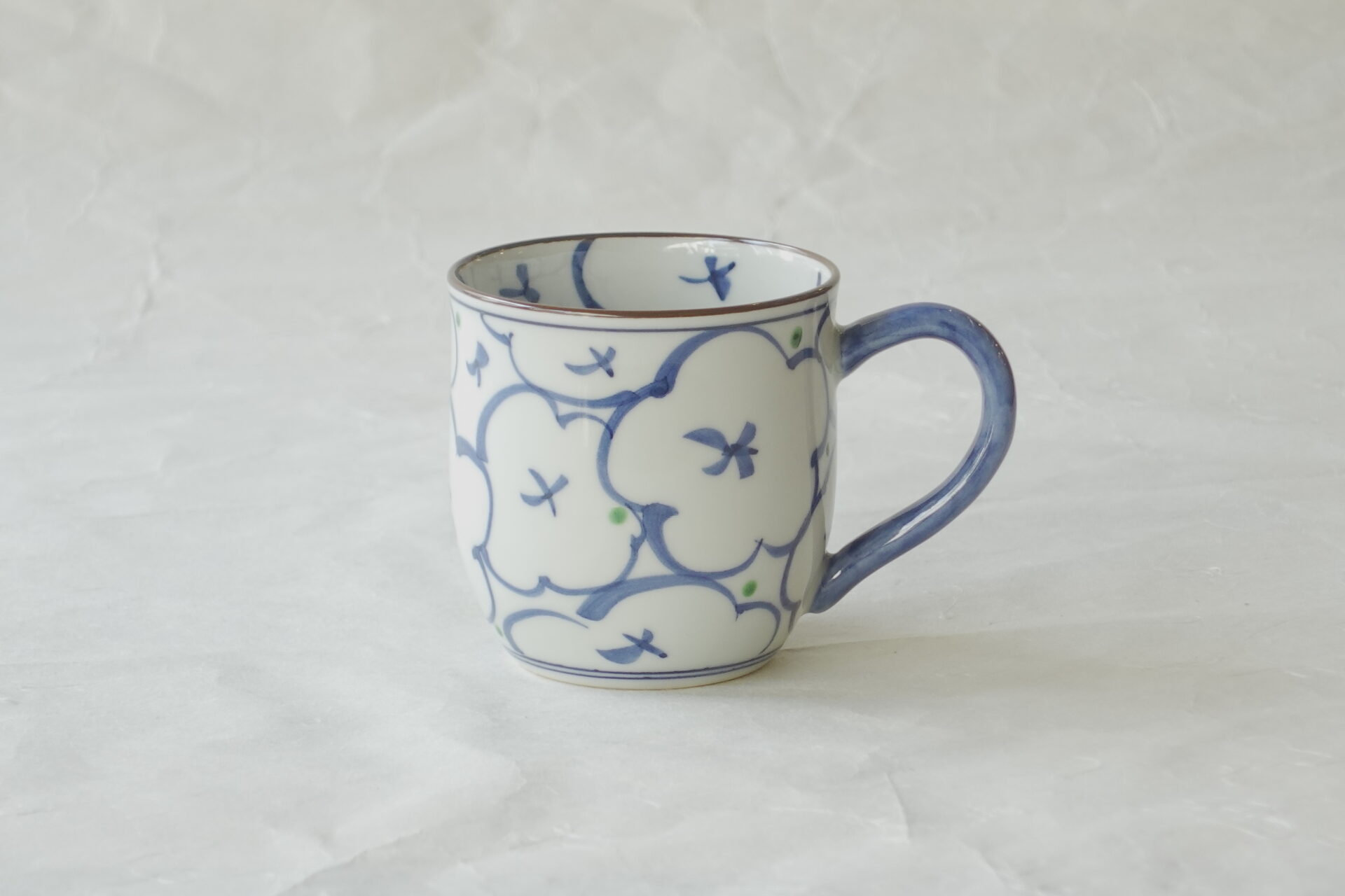 陶磁器 清水焼 陶遊 手づくり マグカップ 白磁 花の画 手描き 染付 手間 高い技術 シック お洒落 軽い 扱いやすい 洗いやすい 口当たりが良い 飲みやすい 安定性 耐久性 磁器製 デザイン性 実用性 美濃焼 鉄瓶 陶器 漆 漆器 有田焼 金継ぎ 焼き物 食器 陶磁器 伝統工芸品 茶碗 工芸品 九谷焼 南部鉄器 陶芸 陶器市 岐阜 焼き物 磁器 瀬戸物 岐阜県 岐阜市 美殿町６−番地 小林漆陶 漆塗り器 織部焼 小林漆器 箸 金継ぎ お香 食器 茶道具 陶器 美濃焼専門店 お皿 ceramics ih pottery うつわ うつわ屋 お皿屋さん お茶 お茶碗 お箸 かまど この辺に陶器屋さんってあります とうきいち やきもの ガラス工房 ギフト　ギフトショップ マグカップ モダン焼物 レンジできる陶器 切子 南部鉄器 どこ　岐阜市南部鉄器販売店 南部鉄器購入 岐阜県器屋 土鍋 岐阜小洒落たお皿 お椀が出る店 器 塗り物 漆塗り 陶器屋さん 食器屋さん お椀 ひのき 岐阜城周辺茶道具 販売陶器 販売陶器屋さん 陶器店 漆器店 岐阜有名な器屋さん 岐阜県食器売ってるところ 岐阜駅 陶器工芸品店 徳利 売ってる店 急須販売 扇子 抹茶 掛け軸 修復 日本陶瓷 漆器 木の食器 樺細工 江戸切子 食器 漆の器 漆器 うるし 漆器店 漆塗 漆椀 火鉢 灰 美殿町商店街 美濃焼ショップ 岐阜市 湯呑み お店 付近 美濃焼き専門店 美濃焼販売 花瓶 茶器 オンライン輪島塗 なつめ 店近くのガラス屋さん 近くの陶器屋さん 酒器 ガラス 金継ぎ依頼 岐阜鉄器鉄瓶 取扱店 Japanese 陶器 修理 陶器専門店 陶器小売店 岐阜陶器屋 陶器店 陶磁器 陶磁器専門店 陶芸家 おすすめ お店 岐阜食洗機対応 漆椀 JapanesetablewareJapanesecrafts Japaneseceramics Japanesepottery Handcrafted TraditionalCrafts Japaneseculture Traditionalart Japaneseteautensils TeaCeremony Japaneselacquerware インテリア 一輪挿し 入れ物 陶芸 陶芸皿 陶器いろいろ 陶器店 絵皿 絵柄 オンラインショップ 置物 おひつ オーブントースター 置物スタイリッシュ お皿 オブジェ 置物かわいい お皿陶磁器 お椀陶器 陶器欠損補修 花瓶 貫入 傘立て 陶器花 カップ 花 陶磁器 陶器金継ぎ キャニスター 器 急須 京都 金彩 九州 急須 陶芸食器 コーヒーカップ コップ 小物入れ 皿 ごはん鍋 食洗機 修理 食器 修理金継ぎ 陶器販売 瀬戸物 染付 タンブラー 耐熱陶器 茶碗 近くの陶器店 通販 土物 通販 手作り陶器 陶磁器 鍋
