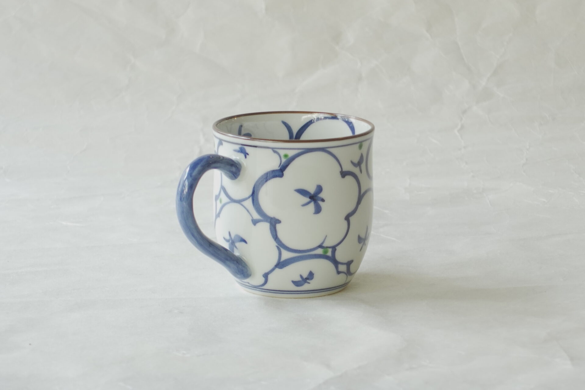 陶磁器 清水焼 陶遊 手づくり マグカップ 白磁 花の画 手描き 染付 手間 高い技術 シック お洒落 軽い 扱いやすい 洗いやすい 口当たりが良い 飲みやすい 安定性 耐久性 磁器製 デザイン性 実用性 美濃焼 鉄瓶 陶器 漆 漆器 有田焼 金継ぎ 焼き物 食器 陶磁器 伝統工芸品 茶碗 工芸品 九谷焼 南部鉄器 陶芸 陶器市 岐阜 焼き物 磁器 瀬戸物 岐阜県 岐阜市 美殿町６−番地 小林漆陶 漆塗り器 織部焼 小林漆器 箸 金継ぎ お香 食器 茶道具 陶器 美濃焼専門店 お皿 ceramics ih pottery うつわ うつわ屋 お皿屋さん お茶 お茶碗 お箸 かまど この辺に陶器屋さんってあります とうきいち やきもの ガラス工房 ギフト　ギフトショップ マグカップ モダン焼物 レンジできる陶器 切子 南部鉄器 どこ　岐阜市南部鉄器販売店 南部鉄器購入 岐阜県器屋 土鍋 岐阜小洒落たお皿 お椀が出る店 器 塗り物 漆塗り 陶器屋さん 食器屋さん お椀 ひのき 岐阜城周辺茶道具 販売陶器 販売陶器屋さん 陶器店 漆器店 岐阜有名な器屋さん 岐阜県食器売ってるところ 岐阜駅 陶器工芸品店 徳利 売ってる店 急須販売 扇子 抹茶 掛け軸 修復 日本陶瓷 漆器 木の食器 樺細工 江戸切子 食器 漆の器 漆器 うるし 漆器店 漆塗 漆椀 火鉢 灰 美殿町商店街 美濃焼ショップ 岐阜市 湯呑み お店 付近 美濃焼き専門店 美濃焼販売 花瓶 茶器 オンライン輪島塗 なつめ 店近くのガラス屋さん 近くの陶器屋さん 酒器 ガラス 金継ぎ依頼 岐阜鉄器鉄瓶 取扱店 Japanese 陶器 修理 陶器専門店 陶器小売店 岐阜陶器屋 陶器店 陶磁器 陶磁器専門店 陶芸家 おすすめ お店 岐阜食洗機対応 漆椀 JapanesetablewareJapanesecrafts Japaneseceramics Japanesepottery Handcrafted TraditionalCrafts Japaneseculture Traditionalart Japaneseteautensils TeaCeremony Japaneselacquerware インテリア 一輪挿し 入れ物 陶芸 陶芸皿 陶器いろいろ 陶器店 絵皿 絵柄 オンラインショップ 置物 おひつ オーブントースター 置物スタイリッシュ お皿 オブジェ 置物かわいい お皿陶磁器 お椀陶器 陶器欠損補修 花瓶 貫入 傘立て 陶器花 カップ 花 陶磁器 陶器金継ぎ キャニスター 器 急須 京都 金彩 九州 急須 陶芸食器 コーヒーカップ コップ 小物入れ 皿 ごはん鍋 食洗機 修理 食器 修理金継ぎ 陶器販売 瀬戸物 染付 タンブラー 耐熱陶器 茶碗 近くの陶器店 通販 土物 通販 手作り陶器 陶磁器 鍋