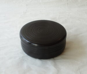 漆器 讃岐塗 木製 くりぬき 蓋付鉢 菓子器 ノミ彫り うるし 象谷塗 ぞうこくぬり 味わい 堅牢 ノミ目 手間 耐久性 永く使える 美濃焼 鉄瓶 陶器 漆 漆器 有田焼 金継ぎ 焼き物 食器 陶磁器 伝統工芸品 茶碗 工芸品 九谷焼 南部鉄器 陶芸 陶器市 岐阜 焼き物 磁器 瀬戸物 岐阜県 岐阜市 美殿町６−番地 小林漆陶 漆塗り器 織部焼 小林漆器 箸 金継ぎ お香 食器 茶道具 陶器 美濃焼専門店 お皿 ceramics ih pottery うつわ うつわ屋 お皿屋さん お茶 お茶碗 お箸 かまど この辺に陶器屋さんってあります とうきいち やきもの ガラス工房 ギフト　ギフトショップ マグカップ モダン焼物 レンジできる陶器 切子 南部鉄器 どこ　岐阜市南部鉄器販売店 南部鉄器購入 岐阜県器屋 土鍋 岐阜小洒落たお皿 お椀が出る店 器 塗り物 漆塗り 陶器屋さん 食器屋さん お椀 ひのき 岐阜城周辺茶道具 販売陶器 販売陶器屋さん 陶器店 漆器店 岐阜有名な器屋さん 岐阜県食器売ってるところ 岐阜駅 陶器工芸品店 徳利 売ってる店 急須販売 扇子 抹茶 掛け軸 修復 日本陶瓷 漆器 木の食器 樺細工 江戸切子 食器 漆の器 漆器 うるし 漆器店 漆塗 漆椀 火鉢 灰 美殿町商店街 美濃焼ショップ 岐阜市 湯呑み お店 付近 美濃焼き専門店 美濃焼販売 花瓶 茶器 オンライン輪島塗 なつめ 店近くのガラス屋さん 近くの陶器屋さん 酒器 ガラス 金継ぎ依頼 岐阜鉄器鉄瓶 取扱店 Japanese 陶器 修理 陶器専門店 陶器小売店 岐阜陶器屋 陶器店 陶磁器 陶磁器専門店 陶芸家 おすすめ お店 岐阜食洗機対応 漆椀 JapanesetablewareJapanesecrafts Japaneseceramics Japanesepottery Handcrafted TraditionalCrafts Japaneseculture Traditionalart Japaneseteautensils TeaCeremony Japaneselacquerware 漆器 漆器の手入れ 漆器の洗い方 木曽漆器 山中漆器 越前漆器 小田原漆器 会津漆器 紀州漆器 アクセサリーケース 食洗機漆器 漆器アート インテリア 石川県漆器 漆器うどん鉢 漆 漆漆器 ウレタン漆器 うなぎ重箱 絵柄 絵付けデザイン 越前漆器オンライン 越前漆器の魅力 お椀 盆 オンラインショップ お弁当箱 大皿 おしゃれ お膳 お箸 菓子器 カップ 香川漆器 菓子皿 漆器小物入れ 高級 コップ 小箱 小皿 讃岐漆器 漆器食洗機 漆器修理 汁椀 酒器 食器 汁椀 食籠 スプーン 漆器専門店 そば椀 茶筒 茶器 近くの漆器店 近くの漆器販売店 茶托漆器 漆器通販