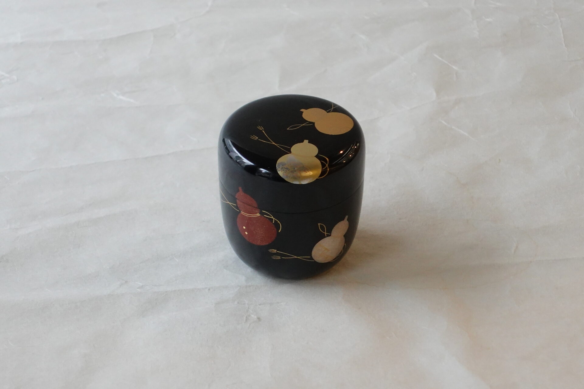 漆器 越前塗 木製 手塗り 本うるし 中棗 茶道 茶の湯 茶道具 瓢箪 青海波 亀甲 七宝 金散らし 螺鈿 らでん 手間 高い技術 六瓢 無病 茶器 美濃焼 鉄瓶 陶器 漆 漆器 有田焼 金継ぎ 焼き物 食器 陶磁器 伝統工芸品 茶碗 工芸品 九谷焼 南部鉄器 陶芸 陶器市 岐阜 焼き物 磁器 瀬戸物 岐阜県 岐阜市 美殿町６−番地 小林漆陶 漆塗り器 織部焼 小林漆器 箸 金継ぎ お香 食器 茶道具 陶器 美濃焼専門店 お皿 ceramics ih pottery うつわ うつわ屋 お皿屋さん お茶 お茶碗 お箸 かまど この辺に陶器屋さんってあります とうきいち やきもの ガラス工房 ギフト　ギフトショップ マグカップ モダン焼物 レンジできる陶器 切子 南部鉄器 どこ　岐阜市南部鉄器販売店 南部鉄器購入 岐阜県器屋 土鍋 岐阜小洒落たお皿 お椀が出る店 器 塗り物 漆塗り 陶器屋さん 食器屋さん お椀 ひのき 岐阜城周辺茶道具 販売陶器 販売陶器屋さん 陶器店 漆器店 岐阜有名な器屋さん 岐阜県食器売ってるところ 岐阜駅 陶器工芸品店 徳利 売ってる店 急須販売 扇子 抹茶 掛け軸 修復 日本陶瓷 漆器 木の食器 樺細工 江戸切子 食器 漆の器 漆器 うるし 漆器店 漆塗 漆椀 火鉢 灰 美殿町商店街 美濃焼ショップ 岐阜市 湯呑み お店 付近 美濃焼き専門店 美濃焼販売 花瓶 茶器 オンライン輪島塗 なつめ 店近くのガラス屋さん 近くの陶器屋さん 酒器 ガラス 金継ぎ依頼 岐阜鉄器鉄瓶 取扱店 Japanese 陶器 修理 陶器専門店 陶器小売店 岐阜陶器屋 陶器店 陶磁器 陶磁器専門店 陶芸家 おすすめ お店 岐阜食洗機対応 漆椀 Gifu JapanesetablewareJapanesecrafts Japaneseceramics Japanesepottery Handcrafted TraditionalCrafts Japaneseculture Traditionalart Japaneseteautensils TeaCeremony Japaneselacquerware 棗 お茶道具セット 近くの茶道具店 荒目板 茶道具の扱い方 一閑茶張り 茶道具一式 糸巻棚 裏千家入門セット 薄板 歌花筒 茶道具通販 裏千家 円座 干支扇子 オンラインショップ 茶道具オンライン 茶道稽古セット 表千家茶道具 お抹茶セット 釜 かいし 懐紙 菓子器 懐紙入れ 皆具 官休庵 黒文字 桑小卓 黒茶碗 黒柿 建水 結界 携帯用茶道具 稽古用茶道具 香合 香炉 茶通箱 初心者セット 仕覆 茶道具収納箱 敷板 杓立て すいはつ 数寄屋袋 透木釜 数茶碗 炭斗 水滴 すいはつ 茶道具専門店