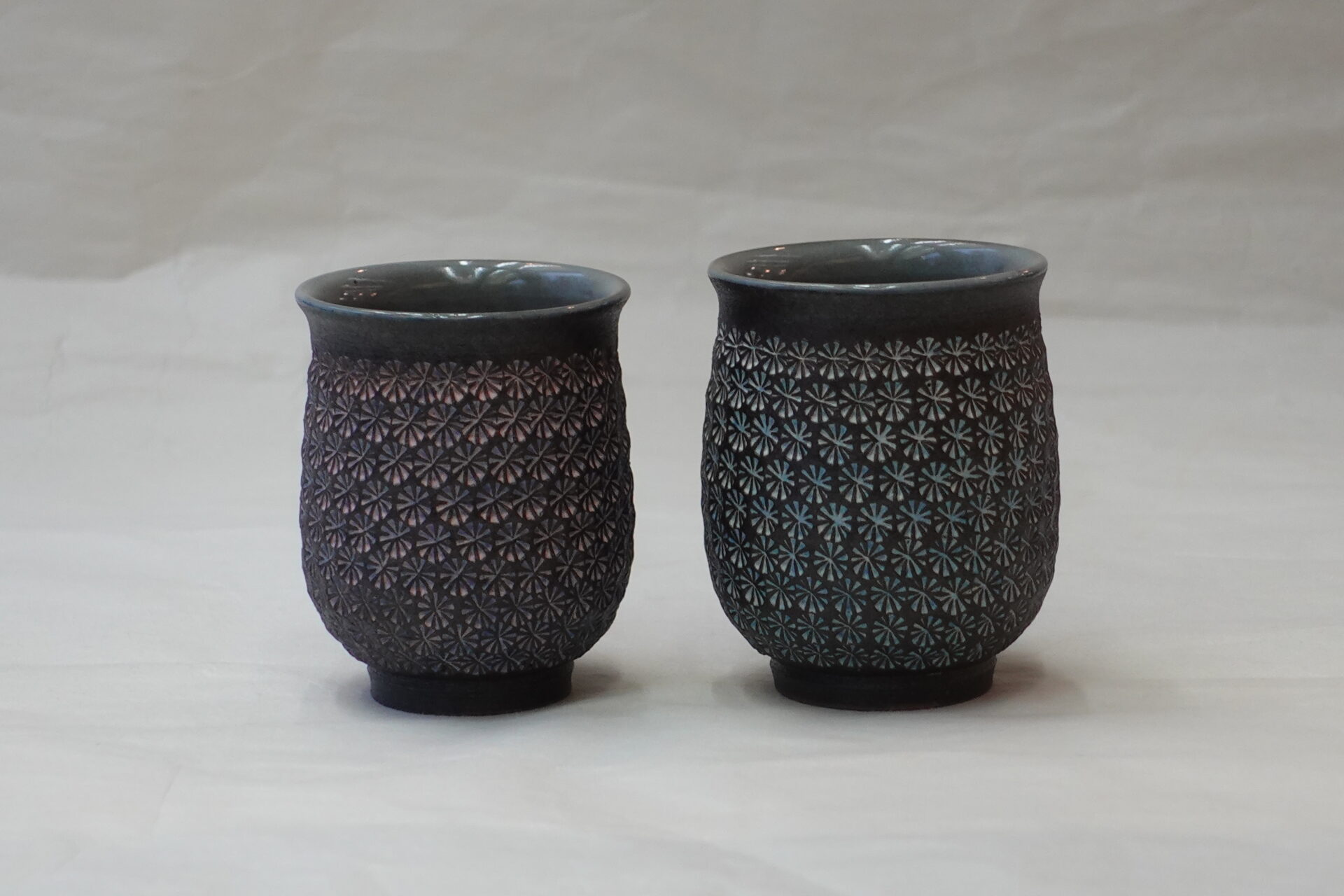 陶器 清水焼 手づくり 組湯呑 南蛮 ざっくり 三島 印花 高度な職人技術 土もの 味わい 重厚感 ろくろ成形 軽い 扱いやすい羽反り口 口当たりが良い 飲みやすい 美濃焼 鉄瓶 陶器 漆 漆器 有田焼 金継ぎ 焼き物 食器 陶磁器 伝統工芸品 茶碗 工芸品 九谷焼 南部鉄器 陶芸 陶器市 岐阜 焼き物 磁器 瀬戸物 岐阜県 岐阜市 美殿町６−番地 小林漆陶 漆塗り器 織部焼 小林漆器 箸 金継ぎ お香 食器 茶道具 陶器 美濃焼専門店 お皿 ceramics ih pottery うつわ うつわ屋 お皿屋さん お茶 お茶碗 お箸 かまど この辺に陶器屋さんってあります とうきいち やきもの ガラス工房 ギフト　ギフトショップ マグカップ モダン焼物 レンジできる陶器 切子 南部鉄器 どこ　岐阜市南部鉄器販売店 南部鉄器購入 岐阜県器屋 土鍋 岐阜小洒落たお皿 お椀が出る店 器 塗り物 漆塗り 陶器屋さん 食器屋さん お椀 ひのき 岐阜城周辺茶道具 販売陶器 販売陶器屋さん 陶器店 漆器店 岐阜有名な器屋さん 岐阜県食器売ってるところ 岐阜駅 陶器工芸品店 徳利 売ってる店 急須販売 扇子 抹茶 掛け軸 修復 日本陶瓷 漆器 木の食器 樺細工 江戸切子 食器 漆の器 漆器 うるし 漆器店 漆塗 漆椀 火鉢 灰 美殿町商店街 美濃焼ショップ 岐阜市 湯呑み お店 付近 美濃焼き専門店 美濃焼販売 花瓶 茶器 オンライン輪島塗 なつめ 店近くのガラス屋さん 近くの陶器屋さん 酒器 ガラス 金継ぎ依頼 岐阜鉄器鉄瓶 取扱店 Japanese 陶器 修理 陶器専門店 陶器小売店 岐阜陶器屋 陶器店 陶磁器 陶磁器専門店 陶芸家 おすすめ お店 岐阜食洗機対応 漆椀 Gifu JapanesetablewareJapanesecrafts Japaneseceramics Japanesepottery Handcrafted TraditionalCrafts Japaneseculture Traditionalart Japaneseteautensils TeaCeremony Japaneselacquerware インテリア 一輪挿し 入れ物 陶芸 陶芸皿 陶器いろいろ 陶器店 絵皿 絵柄 オンラインショップ 置物 おひつ オーブントースター 置物スタイリッシュ お皿 オブジェ 置物かわいい お皿陶磁器 お椀陶器 陶器欠損補修 花瓶 貫入 傘立て 陶器花 カップ 花 陶磁器 陶器金継ぎ キャニスター 器 急須 京都 金彩 九州 急須 陶芸食器 コーヒーカップ コップ 小物入れ 皿 ごはん鍋 食洗機 修理 食器 修理金継ぎ 陶器販売 瀬戸物 染付 タンブラー 耐熱陶器 茶碗 近くの陶器店 通販 土物 通販 手作り陶器 陶磁器 鍋