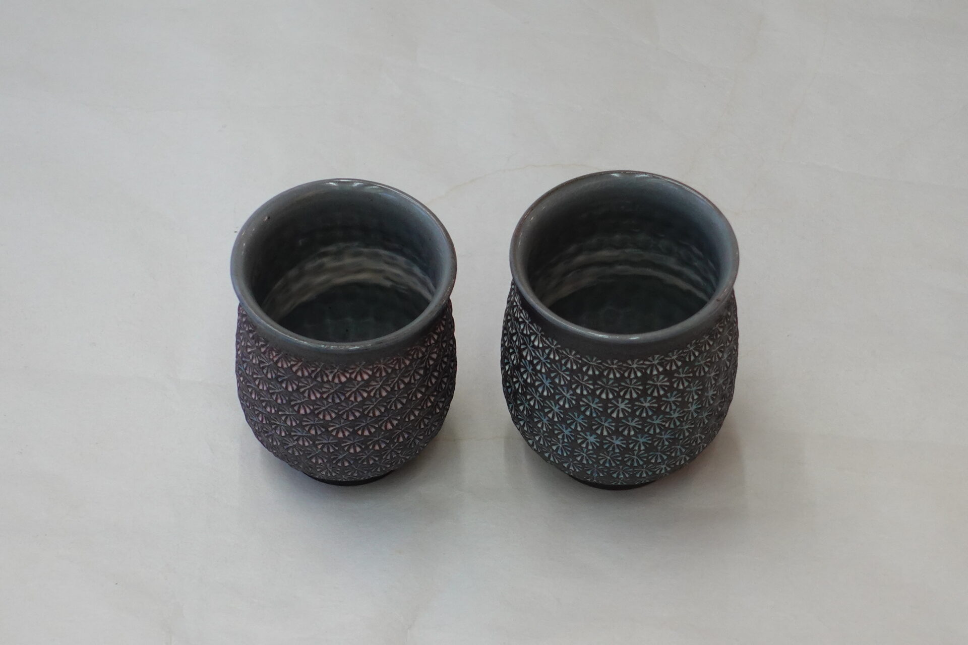 陶器 清水焼 手づくり 組湯呑 南蛮 ざっくり 三島 印花 高度な職人技術 土もの 味わい 重厚感 ろくろ成形 軽い 扱いやすい羽反り口 口当たりが良い 飲みやすい 美濃焼 鉄瓶 陶器 漆 漆器 有田焼 金継ぎ 焼き物 食器 陶磁器 伝統工芸品 茶碗 工芸品 九谷焼 南部鉄器 陶芸 陶器市 岐阜 焼き物 磁器 瀬戸物 岐阜県 岐阜市 美殿町６−番地 小林漆陶 漆塗り器 織部焼 小林漆器 箸 金継ぎ お香 食器 茶道具 陶器 美濃焼専門店 お皿 ceramics ih pottery うつわ うつわ屋 お皿屋さん お茶 お茶碗 お箸 かまど この辺に陶器屋さんってあります とうきいち やきもの ガラス工房 ギフト　ギフトショップ マグカップ モダン焼物 レンジできる陶器 切子 南部鉄器 どこ　岐阜市南部鉄器販売店 南部鉄器購入 岐阜県器屋 土鍋 岐阜小洒落たお皿 お椀が出る店 器 塗り物 漆塗り 陶器屋さん 食器屋さん お椀 ひのき 岐阜城周辺茶道具 販売陶器 販売陶器屋さん 陶器店 漆器店 岐阜有名な器屋さん 岐阜県食器売ってるところ 岐阜駅 陶器工芸品店 徳利 売ってる店 急須販売 扇子 抹茶 掛け軸 修復 日本陶瓷 漆器 木の食器 樺細工 江戸切子 食器 漆の器 漆器 うるし 漆器店 漆塗 漆椀 火鉢 灰 美殿町商店街 美濃焼ショップ 岐阜市 湯呑み お店 付近 美濃焼き専門店 美濃焼販売 花瓶 茶器 オンライン輪島塗 なつめ 店近くのガラス屋さん 近くの陶器屋さん 酒器 ガラス 金継ぎ依頼 岐阜鉄器鉄瓶 取扱店 Japanese 陶器 修理 陶器専門店 陶器小売店 岐阜陶器屋 陶器店 陶磁器 陶磁器専門店 陶芸家 おすすめ お店 岐阜食洗機対応 漆椀 Gifu JapanesetablewareJapanesecrafts Japaneseceramics Japanesepottery Handcrafted TraditionalCrafts Japaneseculture Traditionalart Japaneseteautensils TeaCeremony Japaneselacquerware インテリア 一輪挿し 入れ物 陶芸 陶芸皿 陶器いろいろ 陶器店 絵皿 絵柄 オンラインショップ 置物 おひつ オーブントースター 置物スタイリッシュ お皿 オブジェ 置物かわいい お皿陶磁器 お椀陶器 陶器欠損補修 花瓶 貫入 傘立て 陶器花 カップ 花 陶磁器 陶器金継ぎ キャニスター 器 急須 京都 金彩 九州 急須 陶芸食器 コーヒーカップ コップ 小物入れ 皿 ごはん鍋 食洗機 修理 食器 修理金継ぎ 陶器販売 瀬戸物 染付 タンブラー 耐熱陶器 茶碗 近くの陶器店 通販 土物 通販 手作り陶器 陶磁器 鍋