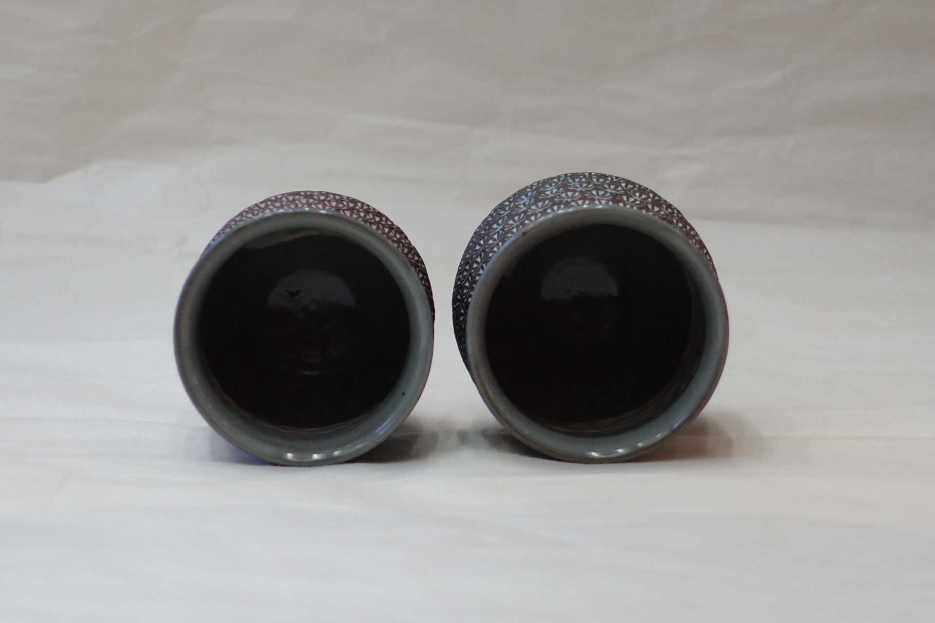 陶器 清水焼 手づくり 組湯呑 南蛮 ざっくり 三島 印花 高度な職人技術 土もの 味わい 重厚感 ろくろ成形 軽い 扱いやすい羽反り口 口当たりが良い 飲みやすい 美濃焼 鉄瓶 陶器 漆 漆器 有田焼 金継ぎ 焼き物 食器 陶磁器 伝統工芸品 茶碗 工芸品 九谷焼 南部鉄器 陶芸 陶器市 岐阜 焼き物 磁器 瀬戸物 岐阜県 岐阜市 美殿町６−番地 小林漆陶 漆塗り器 織部焼 小林漆器 箸 金継ぎ お香 食器 茶道具 陶器 美濃焼専門店 お皿 ceramics ih pottery うつわ うつわ屋 お皿屋さん お茶 お茶碗 お箸 かまど この辺に陶器屋さんってあります とうきいち やきもの ガラス工房 ギフト　ギフトショップ マグカップ モダン焼物 レンジできる陶器 切子 南部鉄器 どこ　岐阜市南部鉄器販売店 南部鉄器購入 岐阜県器屋 土鍋 岐阜小洒落たお皿 お椀が出る店 器 塗り物 漆塗り 陶器屋さん 食器屋さん お椀 ひのき 岐阜城周辺茶道具 販売陶器 販売陶器屋さん 陶器店 漆器店 岐阜有名な器屋さん 岐阜県食器売ってるところ 岐阜駅 陶器工芸品店 徳利 売ってる店 急須販売 扇子 抹茶 掛け軸 修復 日本陶瓷 漆器 木の食器 樺細工 江戸切子 食器 漆の器 漆器 うるし 漆器店 漆塗 漆椀 火鉢 灰 美殿町商店街 美濃焼ショップ 岐阜市 湯呑み お店 付近 美濃焼き専門店 美濃焼販売 花瓶 茶器 オンライン輪島塗 なつめ 店近くのガラス屋さん 近くの陶器屋さん 酒器 ガラス 金継ぎ依頼 岐阜鉄器鉄瓶 取扱店 Japanese 陶器 修理 陶器専門店 陶器小売店 岐阜陶器屋 陶器店 陶磁器 陶磁器専門店 陶芸家 おすすめ お店 岐阜食洗機対応 漆椀 Gifu JapanesetablewareJapanesecrafts Japaneseceramics Japanesepottery Handcrafted TraditionalCrafts Japaneseculture Traditionalart Japaneseteautensils TeaCeremony Japaneselacquerware インテリア 一輪挿し 入れ物 陶芸 陶芸皿 陶器いろいろ 陶器店 絵皿 絵柄 オンラインショップ 置物 おひつ オーブントースター 置物スタイリッシュ お皿 オブジェ 置物かわいい お皿陶磁器 お椀陶器 陶器欠損補修 花瓶 貫入 傘立て 陶器花 カップ 花 陶磁器 陶器金継ぎ キャニスター 器 急須 京都 金彩 九州 急須 陶芸食器 コーヒーカップ コップ 小物入れ 皿 ごはん鍋 食洗機 修理 食器 修理金継ぎ 陶器販売 瀬戸物 染付 タンブラー 耐熱陶器 茶碗 近くの陶器店 通販 土物 通販 手作り陶器 陶磁器 鍋