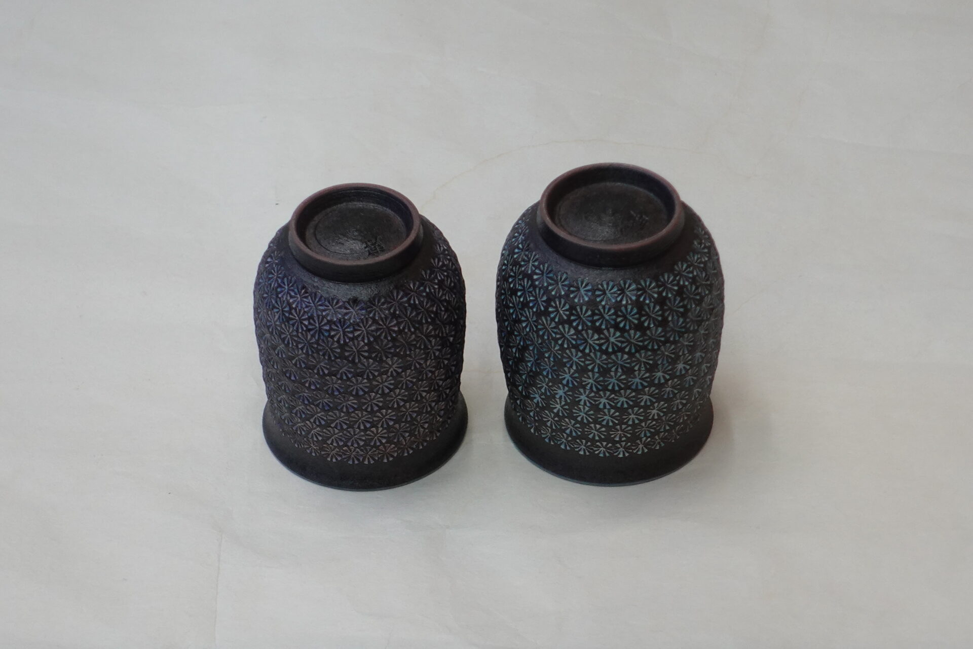 陶器 清水焼 手づくり 組湯呑 南蛮 ざっくり 三島 印花 高度な職人技術 土もの 味わい 重厚感 ろくろ成形 軽い 扱いやすい羽反り口 口当たりが良い 飲みやすい 美濃焼 鉄瓶 陶器 漆 漆器 有田焼 金継ぎ 焼き物 食器 陶磁器 伝統工芸品 茶碗 工芸品 九谷焼 南部鉄器 陶芸 陶器市 岐阜 焼き物 磁器 瀬戸物 岐阜県 岐阜市 美殿町６−番地 小林漆陶 漆塗り器 織部焼 小林漆器 箸 金継ぎ お香 食器 茶道具 陶器 美濃焼専門店 お皿 ceramics ih pottery うつわ うつわ屋 お皿屋さん お茶 お茶碗 お箸 かまど この辺に陶器屋さんってあります とうきいち やきもの ガラス工房 ギフト　ギフトショップ マグカップ モダン焼物 レンジできる陶器 切子 南部鉄器 どこ　岐阜市南部鉄器販売店 南部鉄器購入 岐阜県器屋 土鍋 岐阜小洒落たお皿 お椀が出る店 器 塗り物 漆塗り 陶器屋さん 食器屋さん お椀 ひのき 岐阜城周辺茶道具 販売陶器 販売陶器屋さん 陶器店 漆器店 岐阜有名な器屋さん 岐阜県食器売ってるところ 岐阜駅 陶器工芸品店 徳利 売ってる店 急須販売 扇子 抹茶 掛け軸 修復 日本陶瓷 漆器 木の食器 樺細工 江戸切子 食器 漆の器 漆器 うるし 漆器店 漆塗 漆椀 火鉢 灰 美殿町商店街 美濃焼ショップ 岐阜市 湯呑み お店 付近 美濃焼き専門店 美濃焼販売 花瓶 茶器 オンライン輪島塗 なつめ 店近くのガラス屋さん 近くの陶器屋さん 酒器 ガラス 金継ぎ依頼 岐阜鉄器鉄瓶 取扱店 Japanese 陶器 修理 陶器専門店 陶器小売店 岐阜陶器屋 陶器店 陶磁器 陶磁器専門店 陶芸家 おすすめ お店 岐阜食洗機対応 漆椀 Gifu JapanesetablewareJapanesecrafts Japaneseceramics Japanesepottery Handcrafted TraditionalCrafts Japaneseculture Traditionalart Japaneseteautensils TeaCeremony Japaneselacquerware インテリア 一輪挿し 入れ物 陶芸 陶芸皿 陶器いろいろ 陶器店 絵皿 絵柄 オンラインショップ 置物 おひつ オーブントースター 置物スタイリッシュ お皿 オブジェ 置物かわいい お皿陶磁器 お椀陶器 陶器欠損補修 花瓶 貫入 傘立て 陶器花 カップ 花 陶磁器 陶器金継ぎ キャニスター 器 急須 京都 金彩 九州 急須 陶芸食器 コーヒーカップ コップ 小物入れ 皿 ごはん鍋 食洗機 修理 食器 修理金継ぎ 陶器販売 瀬戸物 染付 タンブラー 耐熱陶器 茶碗 近くの陶器店 通販 土物 通販 手作り陶器 陶磁器 鍋