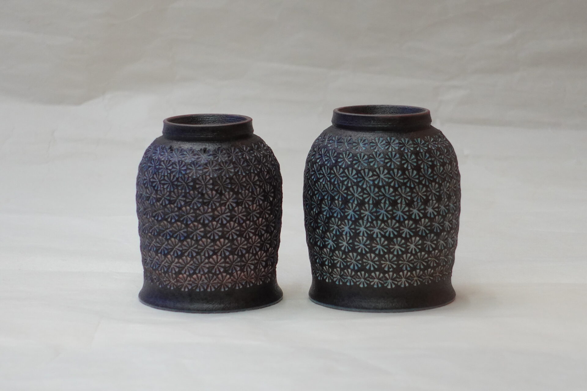 陶器 清水焼 手づくり 組湯呑 南蛮 ざっくり 三島 印花 高度な職人技術 土もの 味わい 重厚感 ろくろ成形 軽い 扱いやすい羽反り口 口当たりが良い 飲みやすい 美濃焼 鉄瓶 陶器 漆 漆器 有田焼 金継ぎ 焼き物 食器 陶磁器 伝統工芸品 茶碗 工芸品 九谷焼 南部鉄器 陶芸 陶器市 岐阜 焼き物 磁器 瀬戸物 岐阜県 岐阜市 美殿町６−番地 小林漆陶 漆塗り器 織部焼 小林漆器 箸 金継ぎ お香 食器 茶道具 陶器 美濃焼専門店 お皿 ceramics ih pottery うつわ うつわ屋 お皿屋さん お茶 お茶碗 お箸 かまど この辺に陶器屋さんってあります とうきいち やきもの ガラス工房 ギフト　ギフトショップ マグカップ モダン焼物 レンジできる陶器 切子 南部鉄器 どこ　岐阜市南部鉄器販売店 南部鉄器購入 岐阜県器屋 土鍋 岐阜小洒落たお皿 お椀が出る店 器 塗り物 漆塗り 陶器屋さん 食器屋さん お椀 ひのき 岐阜城周辺茶道具 販売陶器 販売陶器屋さん 陶器店 漆器店 岐阜有名な器屋さん 岐阜県食器売ってるところ 岐阜駅 陶器工芸品店 徳利 売ってる店 急須販売 扇子 抹茶 掛け軸 修復 日本陶瓷 漆器 木の食器 樺細工 江戸切子 食器 漆の器 漆器 うるし 漆器店 漆塗 漆椀 火鉢 灰 美殿町商店街 美濃焼ショップ 岐阜市 湯呑み お店 付近 美濃焼き専門店 美濃焼販売 花瓶 茶器 オンライン輪島塗 なつめ 店近くのガラス屋さん 近くの陶器屋さん 酒器 ガラス 金継ぎ依頼 岐阜鉄器鉄瓶 取扱店 Japanese 陶器 修理 陶器専門店 陶器小売店 岐阜陶器屋 陶器店 陶磁器 陶磁器専門店 陶芸家 おすすめ お店 岐阜食洗機対応 漆椀 Gifu JapanesetablewareJapanesecrafts Japaneseceramics Japanesepottery Handcrafted TraditionalCrafts Japaneseculture Traditionalart Japaneseteautensils TeaCeremony Japaneselacquerware インテリア 一輪挿し 入れ物 陶芸 陶芸皿 陶器いろいろ 陶器店 絵皿 絵柄 オンラインショップ 置物 おひつ オーブントースター 置物スタイリッシュ お皿 オブジェ 置物かわいい お皿陶磁器 お椀陶器 陶器欠損補修 花瓶 貫入 傘立て 陶器花 カップ 花 陶磁器 陶器金継ぎ キャニスター 器 急須 京都 金彩 九州 急須 陶芸食器 コーヒーカップ コップ 小物入れ 皿 ごはん鍋 食洗機 修理 食器 修理金継ぎ 陶器販売 瀬戸物 染付 タンブラー 耐熱陶器 茶碗 近くの陶器店 通販 土物 通販 手作り陶器 陶磁器 鍋