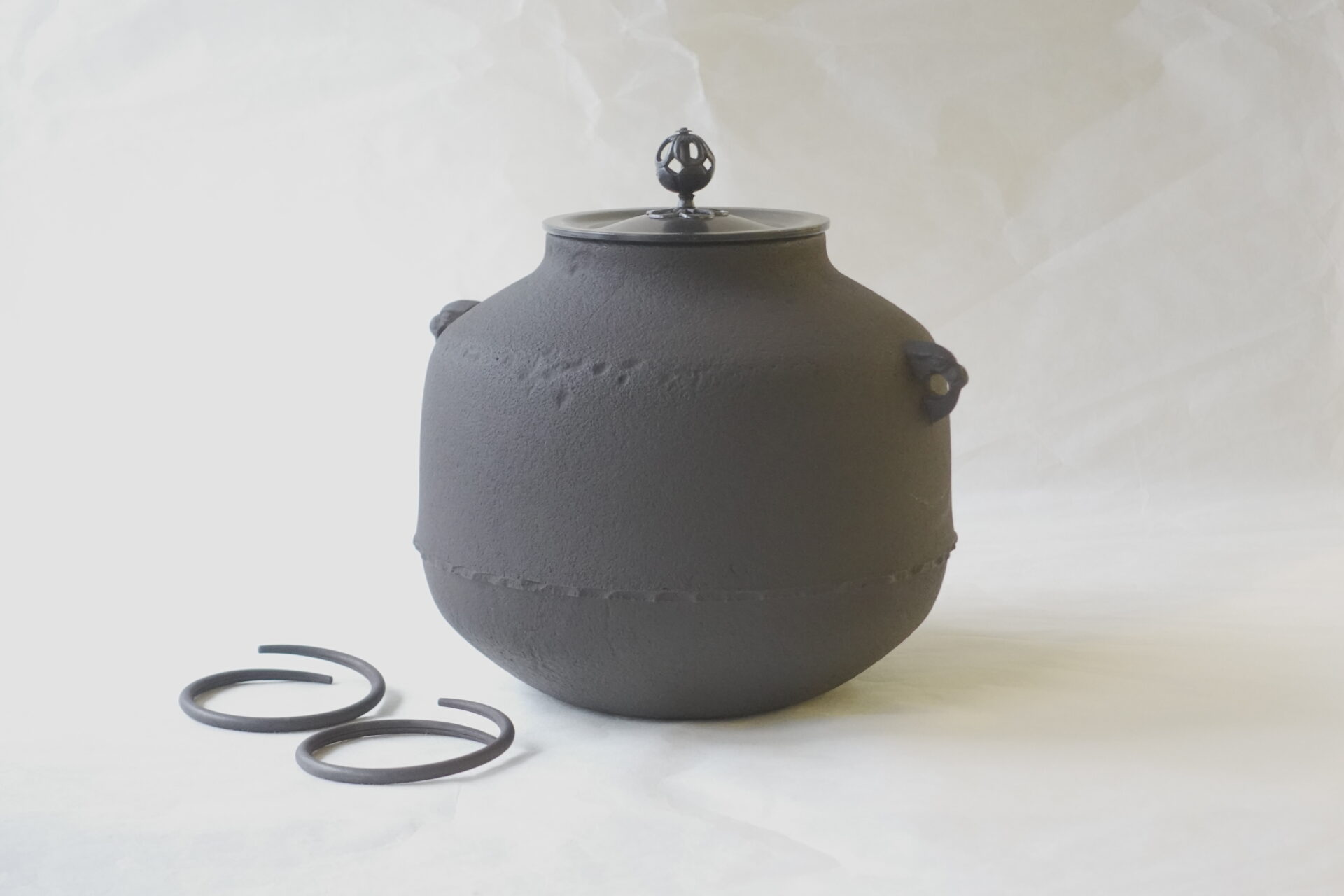 茶道 茶の湯 茶道具 風炉釜 気軽に 利休好み 尻張り リーズナブル 侘びた 風情 端正 飽きない 美濃焼 鉄瓶 陶器 漆 漆器 有田焼 金継ぎ 焼き物 食器 陶磁器 伝統工芸品 茶碗 工芸品 九谷焼 南部鉄器 陶芸 陶器市 岐阜 焼き物 磁器 瀬戸物 岐阜県 岐阜市 美殿町６−番地 小林漆陶 漆塗り器 織部焼 小林漆器 箸 金継ぎ お香 食器 茶道具 陶器 美濃焼専門店 お皿 ceramics ih pottery うつわ うつわ屋 お皿屋さん お茶 お茶碗 お箸 かまど この辺に陶器屋さんってあります とうきいち やきもの ガラス工房 ギフト　ギフトショップ マグカップ モダン焼物 レンジできる陶器 切子 南部鉄器 どこ　岐阜市南部鉄器販売店 南部鉄器購入 岐阜県器屋 土鍋 岐阜小洒落たお皿 お椀が出る店 器 塗り物 漆塗り 陶器屋さん 食器屋さん お椀 ひのき 岐阜城周辺茶道具 販売陶器 販売陶器屋さん 陶器店 漆器店 岐阜有名な器屋さん 岐阜県食器売ってるところ 岐阜駅 陶器工芸品店 徳利 売ってる店 急須販売 扇子 抹茶 掛け軸 修復 日本陶瓷 漆器 木の食器 樺細工 江戸切子 食器 漆の器 漆器 うるし 漆器店 漆塗 漆椀 火鉢 灰 美殿町商店街 美濃焼ショップ 岐阜市 湯呑み お店 付近 美濃焼き専門店 美濃焼販売 花瓶 茶器 オンライン輪島塗 なつめ 店近くのガラス屋さん 近くの陶器屋さん 酒器 ガラス 金継ぎ依頼 岐阜鉄器鉄瓶 取扱店 Japanese 陶器 修理 陶器専門店 陶器小売店 岐阜陶器屋 陶器店 陶磁器 陶磁器専門店 陶芸家 おすすめ お店 岐阜食洗機対応 漆椀 Gifu JapanesetablewareJapanesecrafts Japaneseceramics Japanesepottery Handcrafted TraditionalCrafts Japaneseculture Traditionalart Japaneseteautensils TeaCeremony Japaneselacquerware 棗 お茶道具セット 近くの茶道具店 荒目板 茶道具の扱い方 一閑茶張り 茶道具一式 糸巻棚 裏千家入門セット 薄板 歌花筒 茶道具通販 裏千家 円座 干支扇子 オンラインショップ 茶道具オンライン 茶道稽古セット 表千家茶道具 お抹茶セット 釜 かいし 懐紙 菓子器 懐紙入れ 皆具 官休庵 黒文字 桑小卓 黒茶碗 黒柿 建水 結界 携帯用茶道具 稽古用茶道具 香合 香炉 茶通箱 初心者セット 仕覆 茶道具収納箱 敷板 杓立て すいはつ 数寄屋袋 透木釜 数茶碗 炭斗 水滴 すいはつ 茶道具専門店