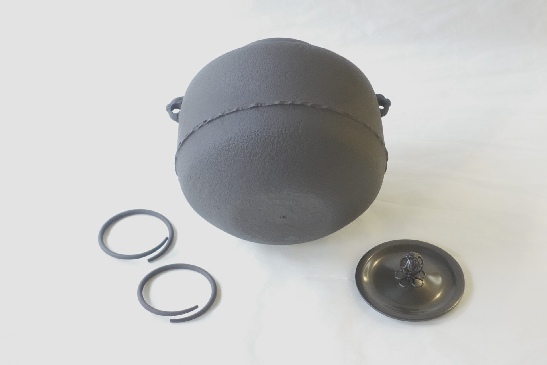 茶道 茶の湯 茶道具 風炉釜 気軽に 利休好み 尻張り リーズナブル 侘びた 風情 端正 飽きない 美濃焼 鉄瓶 陶器 漆 漆器 有田焼 金継ぎ 焼き物 食器 陶磁器 伝統工芸品 茶碗 工芸品 九谷焼 南部鉄器 陶芸 陶器市 岐阜 焼き物 磁器 瀬戸物 岐阜県 岐阜市 美殿町６−番地 小林漆陶 漆塗り器 織部焼 小林漆器 箸 金継ぎ お香 食器 茶道具 陶器 美濃焼専門店 お皿 ceramics ih pottery うつわ うつわ屋 お皿屋さん お茶 お茶碗 お箸 かまど この辺に陶器屋さんってあります とうきいち やきもの ガラス工房 ギフト　ギフトショップ マグカップ モダン焼物 レンジできる陶器 切子 南部鉄器 どこ　岐阜市南部鉄器販売店 南部鉄器購入 岐阜県器屋 土鍋 岐阜小洒落たお皿 お椀が出る店 器 塗り物 漆塗り 陶器屋さん 食器屋さん お椀 ひのき 岐阜城周辺茶道具 販売陶器 販売陶器屋さん 陶器店 漆器店 岐阜有名な器屋さん 岐阜県食器売ってるところ 岐阜駅 陶器工芸品店 徳利 売ってる店 急須販売 扇子 抹茶 掛け軸 修復 日本陶瓷 漆器 木の食器 樺細工 江戸切子 食器 漆の器 漆器 うるし 漆器店 漆塗 漆椀 火鉢 灰 美殿町商店街 美濃焼ショップ 岐阜市 湯呑み お店 付近 美濃焼き専門店 美濃焼販売 花瓶 茶器 オンライン輪島塗 なつめ 店近くのガラス屋さん 近くの陶器屋さん 酒器 ガラス 金継ぎ依頼 岐阜鉄器鉄瓶 取扱店 Japanese 陶器 修理 陶器専門店 陶器小売店 岐阜陶器屋 陶器店 陶磁器 陶磁器専門店 陶芸家 おすすめ お店 岐阜食洗機対応 漆椀 Gifu JapanesetablewareJapanesecrafts Japaneseceramics Japanesepottery Handcrafted TraditionalCrafts Japaneseculture Traditionalart Japaneseteautensils TeaCeremony Japaneselacquerware 棗 お茶道具セット 近くの茶道具店 荒目板 茶道具の扱い方 一閑茶張り 茶道具一式 糸巻棚 裏千家入門セット 薄板 歌花筒 茶道具通販 裏千家 円座 干支扇子 オンラインショップ 茶道具オンライン 茶道稽古セット 表千家茶道具 お抹茶セット 釜 かいし 懐紙 菓子器 懐紙入れ 皆具 官休庵 黒文字 桑小卓 黒茶碗 黒柿 建水 結界 携帯用茶道具 稽古用茶道具 香合 香炉 茶通箱 初心者セット 仕覆 茶道具収納箱 敷板 杓立て すいはつ 数寄屋袋 透木釜 数茶碗 炭斗 水滴 すいはつ 茶道具専門店