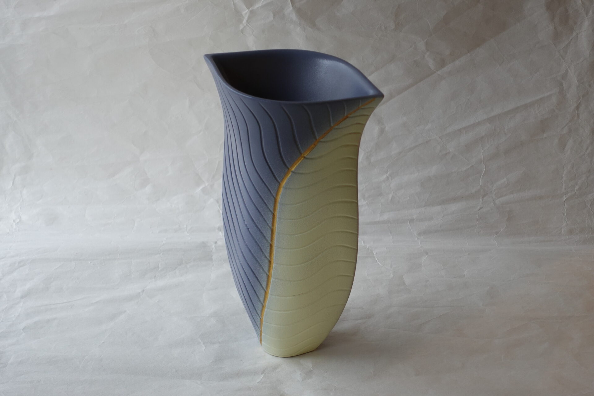 万古焼 花器 スタイリッシュ 筋紋 ツートンカラー 洒落たデザイン 豪華 様々な生け方 多用途 美濃焼 鉄瓶 陶器 漆 漆器 有田焼 金継ぎ 焼き物 食器 陶磁器 伝統工芸品 茶碗 工芸品 九谷焼 南部鉄器 陶芸 陶器市 岐阜 焼き物 磁器 瀬戸物 岐阜県 岐阜市 美殿町６−番地 小林漆陶 漆塗り器 織部焼 小林漆器 箸 金継ぎ お香 食器 茶道具 陶器 美濃焼専門店 お皿 ceramics ih pottery うつわ うつわ屋 お皿屋さん お茶 お茶碗 お箸 かまど この辺に陶器屋さんってあります とうきいち やきもの ガラス工房 ギフト　ギフトショップ マグカップ モダン焼物 レンジできる陶器 切子 南部鉄器 どこ　岐阜市南部鉄器販売店 南部鉄器購入 岐阜県器屋 土鍋 岐阜小洒落たお皿 お椀が出る店 器 塗り物 漆塗り 陶器屋さん 食器屋さん お椀 ひのき 岐阜城周辺茶道具 販売陶器 販売陶器屋さん 陶器店 漆器店 岐阜有名な器屋さん 岐阜県食器売ってるところ 岐阜駅 陶器工芸品店 徳利 売ってる店 急須販売 扇子 抹茶 掛け軸 修復 日本陶瓷 漆器 木の食器 樺細工 江戸切子 食器 漆の器 漆器 うるし 漆器店 漆塗 漆椀 火鉢 灰 美殿町商店街 美濃焼ショップ 岐阜市 湯呑み お店 付近 美濃焼き専門店 美濃焼販売 花瓶 茶器 オンライン輪島塗 なつめ 店近くのガラス屋さん 近くの陶器屋さん 酒器 ガラス 金継ぎ依頼 岐阜鉄器鉄瓶 取扱店 Japanese 陶器 修理 陶器専門店 陶器小売店 岐阜陶器屋 陶器店 陶磁器 陶磁器専門店 陶芸家 おすすめ お店 岐阜食洗機対応 漆椀 Gifu JapanesetablewareJapanesecrafts Japaneseceramics Japanesepottery Handcrafted TraditionalCrafts Japaneseculture Traditionalart Japaneseteautensils TeaCeremony Japaneselacquerware インテリア 一輪挿し 入れ物 陶芸 陶芸皿 陶器いろいろ 陶器店 絵皿 絵柄 オンラインショップ 置物 おひつ オーブントースター 置物スタイリッシュ お皿 オブジェ 置物かわいい お皿陶磁器 お椀陶器 陶器欠損補修 花瓶 貫入 傘立て 陶器花 カップ 花 陶磁器 陶器金継ぎ キャニスター 器 急須 京都 金彩 九州 急須 陶芸食器 コーヒーカップ コップ 小物入れ 皿 ごはん鍋 食洗機 修理 食器 修理金継ぎ 陶器販売 瀬戸物 染付 タンブラー 耐熱陶器 茶碗 近くの陶器店 通販 土物 通販 手作り陶器 陶磁器 鍋