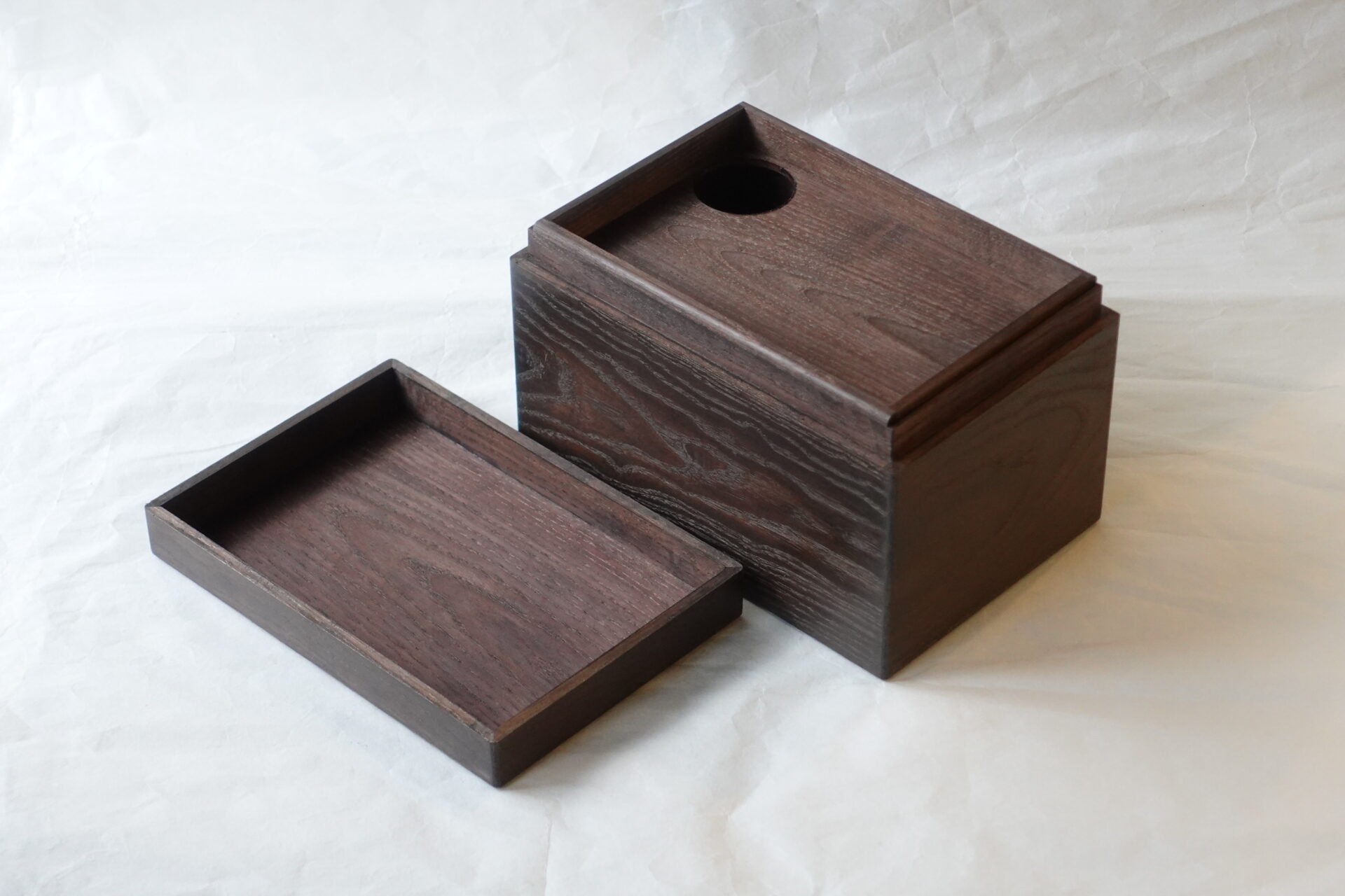 茶道 茶の湯 茶道具 越前塗 木製 女桑 茶箱 点前道具 携帯用の箱 野点 木目 侘びた レトロ 気軽に使える 磨き 高級な雰囲気 飽きが来ない 永く使える 軽い 持ち運べる 収納箱 美濃焼 鉄瓶 陶器 漆 漆器 有田焼 金継ぎ 焼き物 食器 陶磁器 伝統工芸品 茶碗 工芸品 九谷焼 南部鉄器 陶芸 陶器市 岐阜 焼き物 磁器 瀬戸物 岐阜県 岐阜市 美殿町６−番地 小林漆陶 漆塗り器 織部焼 小林漆器 箸 金継ぎ お香 食器 茶道具 陶器 美濃焼専門店 お皿 ceramics ih pottery うつわ うつわ屋 お皿屋さん お茶 お茶碗 お箸 かまど この辺に陶器屋さんってあります とうきいち やきもの ガラス工房 ギフト　ギフトショップ マグカップ モダン焼物 レンジできる陶器 切子 南部鉄器 どこ　岐阜市南部鉄器販売店 南部鉄器購入 岐阜県器屋 土鍋 岐阜小洒落たお皿 お椀が出る店 器 塗り物 漆塗り 陶器屋さん 食器屋さん お椀 ひのき 岐阜城周辺茶道具 販売陶器 販売陶器屋さん 陶器店 漆器店 岐阜有名な器屋さん 岐阜県食器売ってるところ 岐阜駅 陶器工芸品店 徳利 売ってる店 急須販売 扇子 抹茶 掛け軸 修復 日本陶瓷 漆器 木の食器 樺細工 江戸切子 食器 漆の器 漆器 うるし 漆器店 漆塗 漆椀 火鉢 灰 美殿町商店街 美濃焼ショップ 岐阜市 湯呑み お店 付近 美濃焼き専門店 美濃焼販売 花瓶 茶器 オンライン輪島塗 なつめ 店近くのガラス屋さん 近くの陶器屋さん 酒器 ガラス 金継ぎ依頼 岐阜鉄器鉄瓶 取扱店 Japanese 陶器 修理 陶器専門店 陶器小売店 岐阜陶器屋 陶器店 陶磁器 陶磁器専門店 陶芸家 おすすめ お店 岐阜食洗機対応 漆椀 Gifu JapanesetablewareJapanesecrafts Japaneseceramics Japanesepottery Handcrafted TraditionalCrafts Japaneseculture Traditionalart Japaneseteautensils TeaCeremony Japaneselacquerware 棗 お茶道具セット 近くの茶道具店 荒目板 茶道具の扱い方 一閑茶張り 茶道具一式 糸巻棚 裏千家入門セット 薄板 歌花筒 茶道具通販 裏千家 円座 干支扇子 オンラインショップ 茶道具オンライン 茶道稽古セット 表千家茶道具 お抹茶セット 釜 かいし 懐紙 菓子器 懐紙入れ 皆具 官休庵 黒文字 桑小卓 黒茶碗 黒柿 建水 結界 携帯用茶道具 稽古用茶道具 香合 香炉 茶通箱 初心者セット 仕覆 茶道具収納箱 敷板 杓立て すいはつ 数寄屋袋 透木釜 数茶碗 炭斗 水滴 すいはつ 茶道具専門店