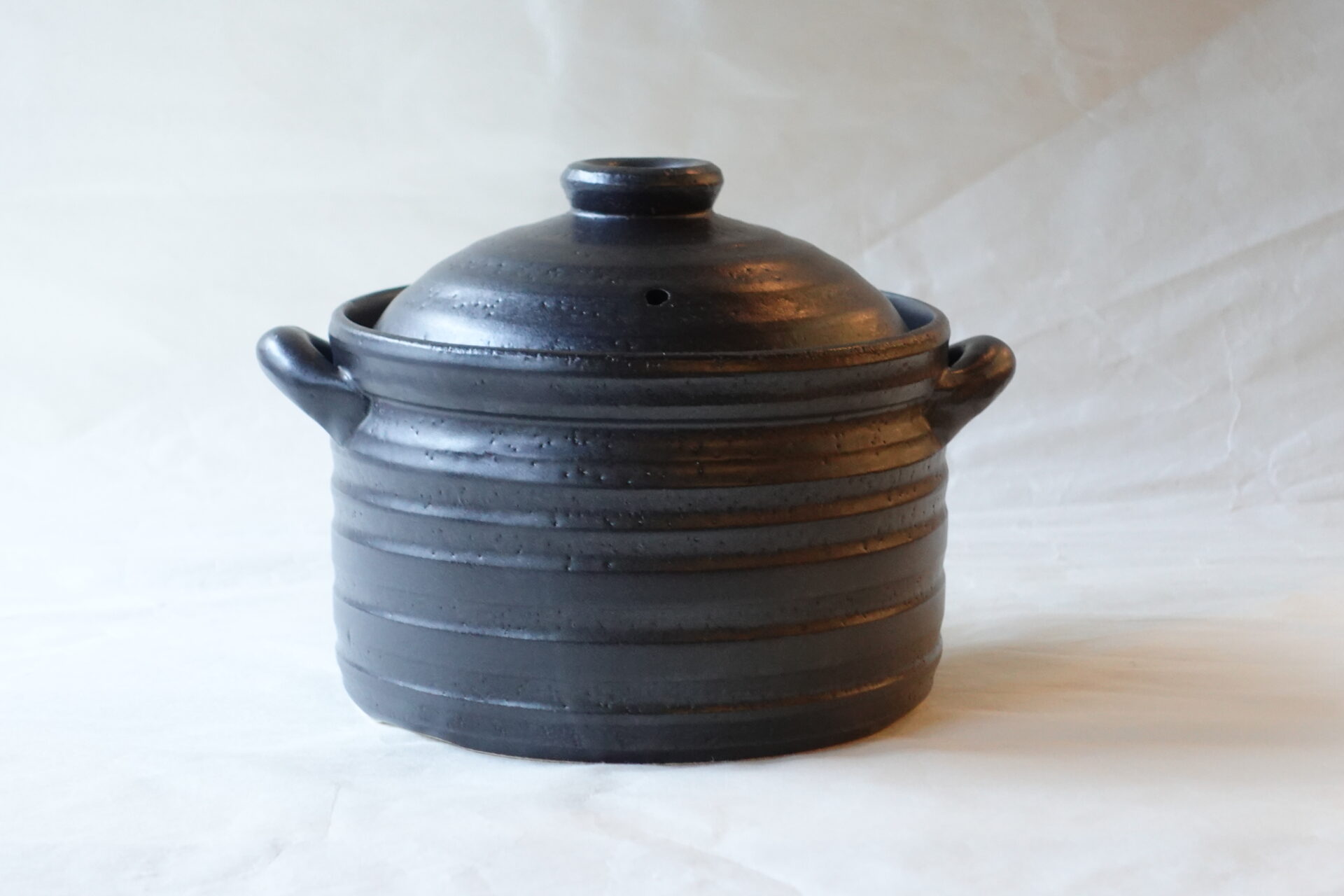 陶器 万古焼 美味しくご飯を炊ける ご飯土鍋 ご飯専用 IH 直火 目盛り 二重蓋 吹きこぼれしにくい 内蓋の圧力 より美味しく 旨味 甘み 引き出す 遠赤外線効果 芯まで熱が通る ふっくら 蒸らし 手軽 使いやすい シンプルなデザイン 永く使える 機能的 美濃焼 鉄瓶 陶器 漆 漆器 有田焼 金継ぎ 焼き物 食器 陶磁器 伝統工芸品 茶碗 工芸品 九谷焼 南部鉄器 陶芸 陶器市 岐阜 焼き物 磁器 瀬戸物 岐阜県 岐阜市 美殿町６−番地 小林漆陶 漆塗り器 織部焼 小林漆器 箸 金継ぎ お香 食器 茶道具 陶器 美濃焼専門店 お皿 ceramics ih pottery うつわ うつわ屋 お皿屋さん お茶 お茶碗 お箸 かまど この辺に陶器屋さんってあります とうきいち やきもの ガラス工房 ギフト　ギフトショップ マグカップ モダン焼物 レンジできる陶器 切子 南部鉄器 どこ　岐阜市南部鉄器販売店 南部鉄器購入 岐阜県器屋 土鍋 岐阜小洒落たお皿 お椀が出る店 器 塗り物 漆塗り 陶器屋さん 食器屋さん お椀 ひのき 岐阜城周辺茶道具 販売陶器 販売陶器屋さん 陶器店 漆器店 岐阜有名な器屋さん 岐阜県食器売ってるところ 岐阜駅 陶器工芸品店 徳利 売ってる店 急須販売 扇子 抹茶 掛け軸 修復 日本陶瓷 漆器 木の食器 樺細工 江戸切子 食器 漆の器 漆器 うるし 漆器店 漆塗 漆椀 火鉢 灰 美殿町商店街 美濃焼ショップ 岐阜市 湯呑み お店 付近 美濃焼き専門店 美濃焼販売 花瓶 茶器 オンライン輪島塗 なつめ 店近くのガラス屋さん 近くの陶器屋さん 酒器 ガラス 金継ぎ依頼 岐阜鉄器鉄瓶 取扱店 Japanese 陶器 修理 陶器専門店 陶器小売店 岐阜陶器屋 陶器店 陶磁器 陶磁器専門店 陶芸家 おすすめ お店 岐阜食洗機対応 漆椀 Gifu JapanesetablewareJapanesecrafts Japaneseceramics Japanesepottery Handcrafted TraditionalCrafts Japaneseculture Traditionalart Japaneseteautensils TeaCeremony Japaneselacquerware インテリア 一輪挿し 入れ物 陶芸 陶芸皿 陶器いろいろ 陶器店 絵皿 絵柄 オンラインショップ 置物 おひつ オーブントースター 置物スタイリッシュ お皿 オブジェ 置物かわいい お皿陶磁器 お椀陶器 陶器欠損補修 花瓶 貫入 傘立て 陶器花 カップ 花 陶磁器 陶器金継ぎ キャニスター 器 急須 京都 金彩 九州 急須 陶芸食器 コーヒーカップ コップ 小物入れ 皿 ごはん鍋 食洗機 修理 食器 修理金継ぎ 陶器販売 瀬戸物 染付 タンブラー 耐熱陶器 茶碗 近くの陶器店 通販 土物 通販 手作り陶器 陶磁器 鍋