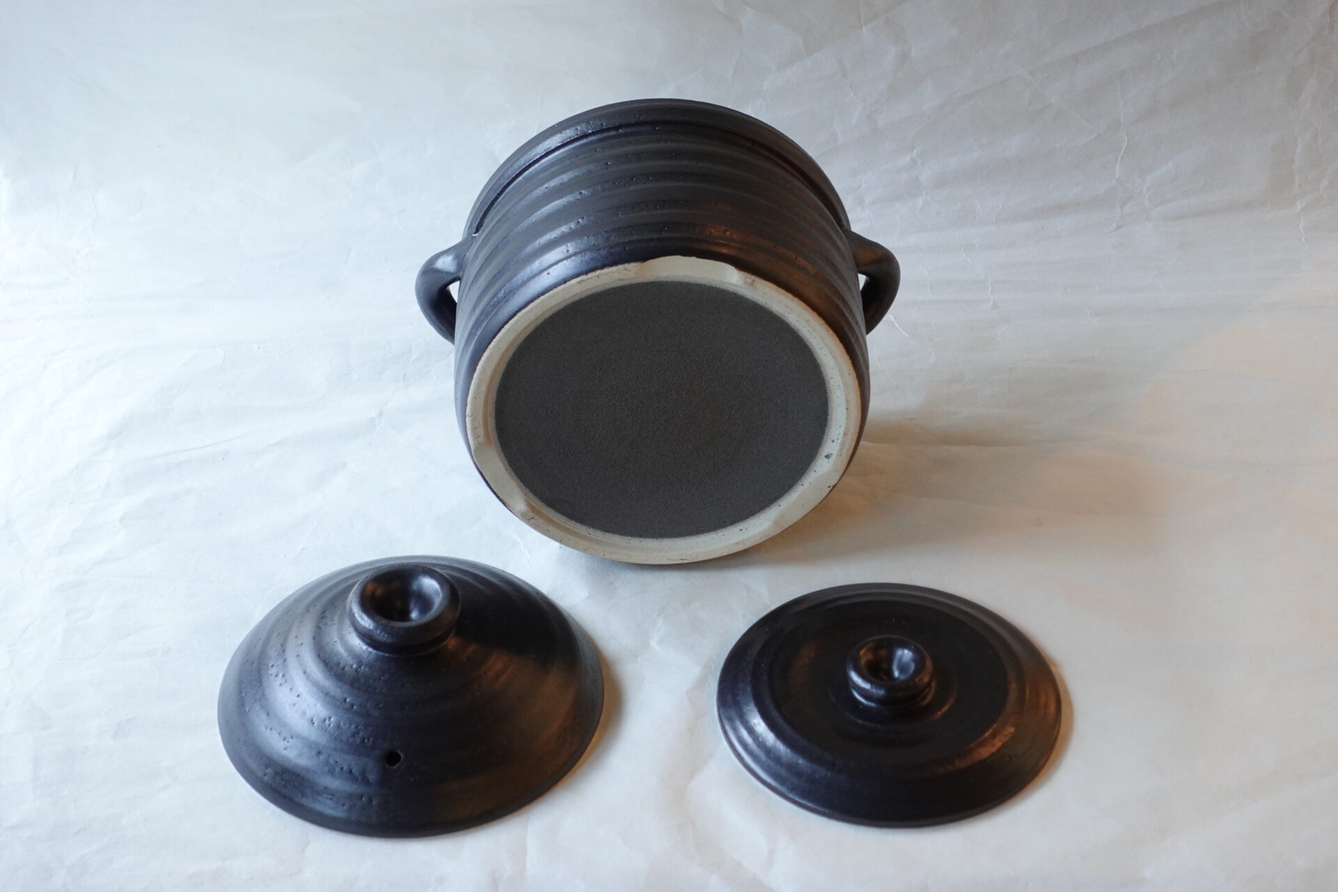 陶器 万古焼 美味しくご飯を炊ける ご飯土鍋 ご飯専用 IH 直火 目盛り 二重蓋 吹きこぼれしにくい 内蓋の圧力 より美味しく 旨味 甘み 引き出す 遠赤外線効果 芯まで熱が通る ふっくら 蒸らし 手軽 使いやすい シンプルなデザイン 永く使える 機能的 美濃焼 鉄瓶 陶器 漆 漆器 有田焼 金継ぎ 焼き物 食器 陶磁器 伝統工芸品 茶碗 工芸品 九谷焼 南部鉄器 陶芸 陶器市 岐阜 焼き物 磁器 瀬戸物 岐阜県 岐阜市 美殿町６−番地 小林漆陶 漆塗り器 織部焼 小林漆器 箸 金継ぎ お香 食器 茶道具 陶器 美濃焼専門店 お皿 ceramics ih pottery うつわ うつわ屋 お皿屋さん お茶 お茶碗 お箸 かまど この辺に陶器屋さんってあります とうきいち やきもの ガラス工房 ギフト　ギフトショップ マグカップ モダン焼物 レンジできる陶器 切子 南部鉄器 どこ　岐阜市南部鉄器販売店 南部鉄器購入 岐阜県器屋 土鍋 岐阜小洒落たお皿 お椀が出る店 器 塗り物 漆塗り 陶器屋さん 食器屋さん お椀 ひのき 岐阜城周辺茶道具 販売陶器 販売陶器屋さん 陶器店 漆器店 岐阜有名な器屋さん 岐阜県食器売ってるところ 岐阜駅 陶器工芸品店 徳利 売ってる店 急須販売 扇子 抹茶 掛け軸 修復 日本陶瓷 漆器 木の食器 樺細工 江戸切子 食器 漆の器 漆器 うるし 漆器店 漆塗 漆椀 火鉢 灰 美殿町商店街 美濃焼ショップ 岐阜市 湯呑み お店 付近 美濃焼き専門店 美濃焼販売 花瓶 茶器 オンライン輪島塗 なつめ 店近くのガラス屋さん 近くの陶器屋さん 酒器 ガラス 金継ぎ依頼 岐阜鉄器鉄瓶 取扱店 Japanese 陶器 修理 陶器専門店 陶器小売店 岐阜陶器屋 陶器店 陶磁器 陶磁器専門店 陶芸家 おすすめ お店 岐阜食洗機対応 漆椀 Gifu JapanesetablewareJapanesecrafts Japaneseceramics Japanesepottery Handcrafted TraditionalCrafts Japaneseculture Traditionalart Japaneseteautensils TeaCeremony Japaneselacquerware インテリア 一輪挿し 入れ物 陶芸 陶芸皿 陶器いろいろ 陶器店 絵皿 絵柄 オンラインショップ 置物 おひつ オーブントースター 置物スタイリッシュ お皿 オブジェ 置物かわいい お皿陶磁器 お椀陶器 陶器欠損補修 花瓶 貫入 傘立て 陶器花 カップ 花 陶磁器 陶器金継ぎ キャニスター 器 急須 京都 金彩 九州 急須 陶芸食器 コーヒーカップ コップ 小物入れ 皿 ごはん鍋 食洗機 修理 食器 修理金継ぎ 陶器販売 瀬戸物 染付 タンブラー 耐熱陶器 茶碗 近くの陶器店 通販 土物 通販 手作り陶器 陶磁器 鍋