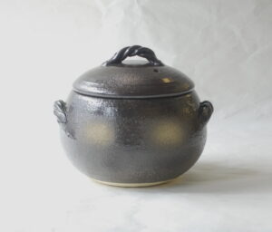 陶器 万古焼 美味しくご飯が炊ける ご飯土鍋 美味しいごはん ご飯専用土鍋 ３合 旨味 甘み 遠赤外線効果 芯まで熱が通る ふっくら 手軽 コンパクト 使いやすい 軽量 機能的 直火用土鍋 シンプル お洒落 永く使える 美濃焼 鉄瓶 陶器 漆 漆器 有田焼 金継ぎ 焼き物 食器 陶磁器 伝統工芸品 茶碗 工芸品 九谷焼 南部鉄器 陶芸 陶器市 岐阜 焼き物 磁器 瀬戸物 岐阜県 岐阜市 美殿町６−番地 小林漆陶 漆塗り器 織部焼 小林漆器 箸 金継ぎ お香 食器 茶道具 陶器 美濃焼専門店 お皿 ceramics ih pottery うつわ うつわ屋 お皿屋さん お茶 お茶碗 お箸 かまど この辺に陶器屋さんってあります とうきいち やきもの ガラス工房 ギフト　ギフトショップ マグカップ モダン焼物 レンジできる陶器 切子 南部鉄器 どこ　岐阜市南部鉄器販売店 南部鉄器購入 岐阜県器屋 土鍋 岐阜小洒落たお皿 お椀が出る店 器 塗り物 漆塗り 陶器屋さん 食器屋さん お椀 ひのき 岐阜城周辺茶道具 販売陶器 販売陶器屋さん 陶器店 漆器店 岐阜有名な器屋さん 岐阜県食器売ってるところ 岐阜駅 陶器工芸品店 徳利 売ってる店 急須販売 扇子 抹茶 掛け軸 修復 日本陶瓷 漆器 木の食器 樺細工 江戸切子 食器 漆の器 漆器 うるし 漆器店 漆塗 漆椀 火鉢 灰 美殿町商店街 美濃焼ショップ 岐阜市 湯呑み お店 付近 美濃焼き専門店 美濃焼販売 花瓶 茶器 オンライン輪島塗 なつめ 店近くのガラス屋さん 近くの陶器屋さん 酒器 ガラス 金継ぎ依頼 岐阜鉄器鉄瓶 取扱店 Japanese 陶器 修理 陶器専門店 陶器小売店 岐阜陶器屋 陶器店 陶磁器 陶磁器専門店 陶芸家 おすすめ お店 岐阜食洗機対応 漆椀 Gifu JapanesetablewareJapanesecrafts Japaneseceramics Japanesepottery Handcrafted TraditionalCrafts Japaneseculture Traditionalart Japaneseteautensils TeaCeremony Japaneselacquerware インテリア 一輪挿し 入れ物 陶芸 陶芸皿 陶器いろいろ 陶器店 絵皿 絵柄 オンラインショップ 置物 おひつ オーブントースター 置物スタイリッシュ お皿 オブジェ 置物かわいい お皿陶磁器 お椀陶器 陶器欠損補修 花瓶 貫入 傘立て 陶器花 カップ 花 陶磁器 陶器金継ぎ キャニスター 器 急須 京都 金彩 九州 急須 陶芸食器 コーヒーカップ コップ 小物入れ 皿 ごはん鍋 食洗機 修理 食器 修理金継ぎ 陶器販売 瀬戸物 染付 タンブラー 耐熱陶器 茶碗 近くの陶器店 通販 土物 通販 手作り陶器 陶磁器 鍋