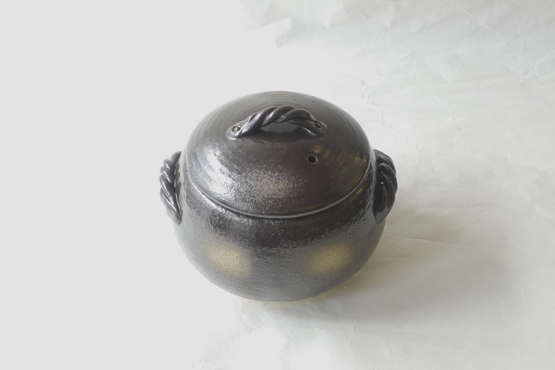 陶器 万古焼 美味しくご飯が炊ける ご飯土鍋 美味しいごはん ご飯専用土鍋 ３合 旨味 甘み 遠赤外線効果 芯まで熱が通る ふっくら 手軽 コンパクト 使いやすい 軽量 機能的 直火用土鍋 シンプル お洒落 永く使える 美濃焼 鉄瓶 陶器 漆 漆器 有田焼 金継ぎ 焼き物 食器 陶磁器 伝統工芸品 茶碗 工芸品 九谷焼 南部鉄器 陶芸 陶器市 岐阜 焼き物 磁器 瀬戸物 岐阜県 岐阜市 美殿町６−番地 小林漆陶 漆塗り器 織部焼 小林漆器 箸 金継ぎ お香 食器 茶道具 陶器 美濃焼専門店 お皿 ceramics ih pottery うつわ うつわ屋 お皿屋さん お茶 お茶碗 お箸 かまど この辺に陶器屋さんってあります とうきいち やきもの ガラス工房 ギフト　ギフトショップ マグカップ モダン焼物 レンジできる陶器 切子 南部鉄器 どこ　岐阜市南部鉄器販売店 南部鉄器購入 岐阜県器屋 土鍋 岐阜小洒落たお皿 お椀が出る店 器 塗り物 漆塗り 陶器屋さん 食器屋さん お椀 ひのき 岐阜城周辺茶道具 販売陶器 販売陶器屋さん 陶器店 漆器店 岐阜有名な器屋さん 岐阜県食器売ってるところ 岐阜駅 陶器工芸品店 徳利 売ってる店 急須販売 扇子 抹茶 掛け軸 修復 日本陶瓷 漆器 木の食器 樺細工 江戸切子 食器 漆の器 漆器 うるし 漆器店 漆塗 漆椀 火鉢 灰 美殿町商店街 美濃焼ショップ 岐阜市 湯呑み お店 付近 美濃焼き専門店 美濃焼販売 花瓶 茶器 オンライン輪島塗 なつめ 店近くのガラス屋さん 近くの陶器屋さん 酒器 ガラス 金継ぎ依頼 岐阜鉄器鉄瓶 取扱店 Japanese 陶器 修理 陶器専門店 陶器小売店 岐阜陶器屋 陶器店 陶磁器 陶磁器専門店 陶芸家 おすすめ お店 岐阜食洗機対応 漆椀 Gifu JapanesetablewareJapanesecrafts Japaneseceramics Japanesepottery Handcrafted TraditionalCrafts Japaneseculture Traditionalart Japaneseteautensils TeaCeremony Japaneselacquerware インテリア 一輪挿し 入れ物 陶芸 陶芸皿 陶器いろいろ 陶器店 絵皿 絵柄 オンラインショップ 置物 おひつ オーブントースター 置物スタイリッシュ お皿 オブジェ 置物かわいい お皿陶磁器 お椀陶器 陶器欠損補修 花瓶 貫入 傘立て 陶器花 カップ 花 陶磁器 陶器金継ぎ キャニスター 器 急須 京都 金彩 九州 急須 陶芸食器 コーヒーカップ コップ 小物入れ 皿 ごはん鍋 食洗機 修理 食器 修理金継ぎ 陶器販売 瀬戸物 染付 タンブラー 耐熱陶器 茶碗 近くの陶器店 通販 土物 通販 手作り陶器 陶磁器 鍋