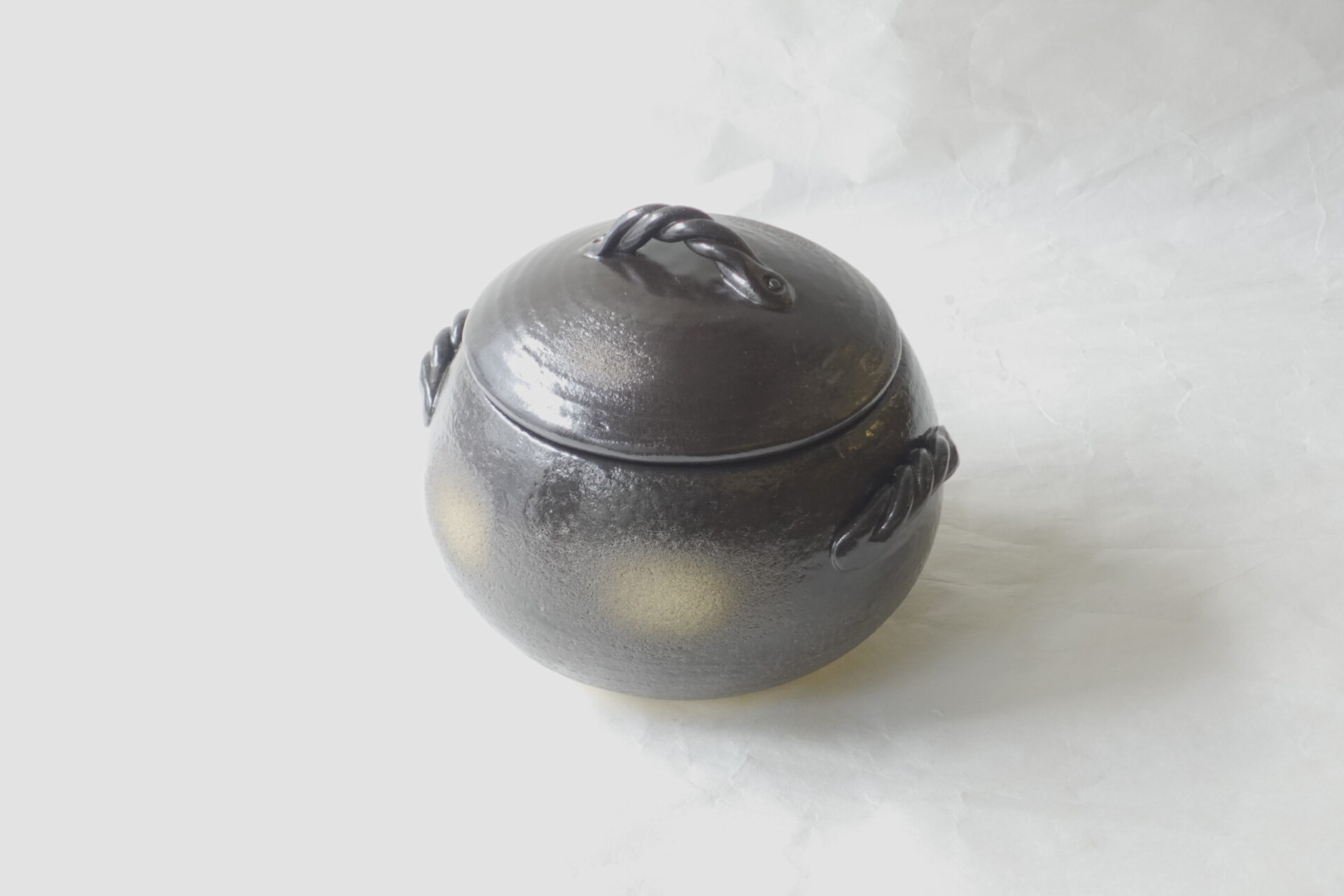 陶器 万古焼 美味しくご飯が炊ける ご飯土鍋 美味しいごはん ご飯専用土鍋 ３合 旨味 甘み 遠赤外線効果 芯まで熱が通る ふっくら 手軽 コンパクト 使いやすい 軽量 機能的 直火用土鍋 シンプル お洒落 永く使える 美濃焼 鉄瓶 陶器 漆 漆器 有田焼 金継ぎ 焼き物 食器 陶磁器 伝統工芸品 茶碗 工芸品 九谷焼 南部鉄器 陶芸 陶器市 岐阜 焼き物 磁器 瀬戸物 岐阜県 岐阜市 美殿町６−番地 小林漆陶 漆塗り器 織部焼 小林漆器 箸 金継ぎ お香 食器 茶道具 陶器 美濃焼専門店 お皿 ceramics ih pottery うつわ うつわ屋 お皿屋さん お茶 お茶碗 お箸 かまど この辺に陶器屋さんってあります とうきいち やきもの ガラス工房 ギフト　ギフトショップ マグカップ モダン焼物 レンジできる陶器 切子 南部鉄器 どこ　岐阜市南部鉄器販売店 南部鉄器購入 岐阜県器屋 土鍋 岐阜小洒落たお皿 お椀が出る店 器 塗り物 漆塗り 陶器屋さん 食器屋さん お椀 ひのき 岐阜城周辺茶道具 販売陶器 販売陶器屋さん 陶器店 漆器店 岐阜有名な器屋さん 岐阜県食器売ってるところ 岐阜駅 陶器工芸品店 徳利 売ってる店 急須販売 扇子 抹茶 掛け軸 修復 日本陶瓷 漆器 木の食器 樺細工 江戸切子 食器 漆の器 漆器 うるし 漆器店 漆塗 漆椀 火鉢 灰 美殿町商店街 美濃焼ショップ 岐阜市 湯呑み お店 付近 美濃焼き専門店 美濃焼販売 花瓶 茶器 オンライン輪島塗 なつめ 店近くのガラス屋さん 近くの陶器屋さん 酒器 ガラス 金継ぎ依頼 岐阜鉄器鉄瓶 取扱店 Japanese 陶器 修理 陶器専門店 陶器小売店 岐阜陶器屋 陶器店 陶磁器 陶磁器専門店 陶芸家 おすすめ お店 岐阜食洗機対応 漆椀 Gifu JapanesetablewareJapanesecrafts Japaneseceramics Japanesepottery Handcrafted TraditionalCrafts Japaneseculture Traditionalart Japaneseteautensils TeaCeremony Japaneselacquerware インテリア 一輪挿し 入れ物 陶芸 陶芸皿 陶器いろいろ 陶器店 絵皿 絵柄 オンラインショップ 置物 おひつ オーブントースター 置物スタイリッシュ お皿 オブジェ 置物かわいい お皿陶磁器 お椀陶器 陶器欠損補修 花瓶 貫入 傘立て 陶器花 カップ 花 陶磁器 陶器金継ぎ キャニスター 器 急須 京都 金彩 九州 急須 陶芸食器 コーヒーカップ コップ 小物入れ 皿 ごはん鍋 食洗機 修理 食器 修理金継ぎ 陶器販売 瀬戸物 染付 タンブラー 耐熱陶器 茶碗 近くの陶器店 通販 土物 通販 手作り陶器 陶磁器 鍋