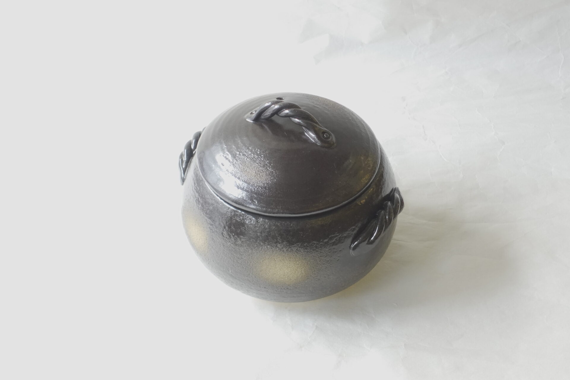 陶器 万古焼 美味しくご飯が炊ける ご飯土鍋 美味しいごはん ご飯専用土鍋 ３合 旨味 甘み 遠赤外線効果 芯まで熱が通る ふっくら 手軽 コンパクト 使いやすい 軽量 機能的 直火用土鍋 シンプル お洒落 永く使える 美濃焼 鉄瓶 陶器 漆 漆器 有田焼 金継ぎ 焼き物 食器 陶磁器 伝統工芸品 茶碗 工芸品 九谷焼 南部鉄器 陶芸 陶器市 岐阜 焼き物 磁器 瀬戸物 岐阜県 岐阜市 美殿町６−番地 小林漆陶 漆塗り器 織部焼 小林漆器 箸 金継ぎ お香 食器 茶道具 陶器 美濃焼専門店 お皿 ceramics ih pottery うつわ うつわ屋 お皿屋さん お茶 お茶碗 お箸 かまど この辺に陶器屋さんってあります とうきいち やきもの ガラス工房 ギフト　ギフトショップ マグカップ モダン焼物 レンジできる陶器 切子 南部鉄器 どこ　岐阜市南部鉄器販売店 南部鉄器購入 岐阜県器屋 土鍋 岐阜小洒落たお皿 お椀が出る店 器 塗り物 漆塗り 陶器屋さん 食器屋さん お椀 ひのき 岐阜城周辺茶道具 販売陶器 販売陶器屋さん 陶器店 漆器店 岐阜有名な器屋さん 岐阜県食器売ってるところ 岐阜駅 陶器工芸品店 徳利 売ってる店 急須販売 扇子 抹茶 掛け軸 修復 日本陶瓷 漆器 木の食器 樺細工 江戸切子 食器 漆の器 漆器 うるし 漆器店 漆塗 漆椀 火鉢 灰 美殿町商店街 美濃焼ショップ 岐阜市 湯呑み お店 付近 美濃焼き専門店 美濃焼販売 花瓶 茶器 オンライン輪島塗 なつめ 店近くのガラス屋さん 近くの陶器屋さん 酒器 ガラス 金継ぎ依頼 岐阜鉄器鉄瓶 取扱店 Japanese 陶器 修理 陶器専門店 陶器小売店 岐阜陶器屋 陶器店 陶磁器 陶磁器専門店 陶芸家 おすすめ お店 岐阜食洗機対応 漆椀 Gifu JapanesetablewareJapanesecrafts Japaneseceramics Japanesepottery Handcrafted TraditionalCrafts Japaneseculture Traditionalart Japaneseteautensils TeaCeremony Japaneselacquerware インテリア 一輪挿し 入れ物 陶芸 陶芸皿 陶器いろいろ 陶器店 絵皿 絵柄 オンラインショップ 置物 おひつ オーブントースター 置物スタイリッシュ お皿 オブジェ 置物かわいい お皿陶磁器 お椀陶器 陶器欠損補修 花瓶 貫入 傘立て 陶器花 カップ 花 陶磁器 陶器金継ぎ キャニスター 器 急須 京都 金彩 九州 急須 陶芸食器 コーヒーカップ コップ 小物入れ 皿 ごはん鍋 食洗機 修理 食器 修理金継ぎ 陶器販売 瀬戸物 染付 タンブラー 耐熱陶器 茶碗 近くの陶器店 通販 土物 通販 手作り陶器 陶磁器 鍋