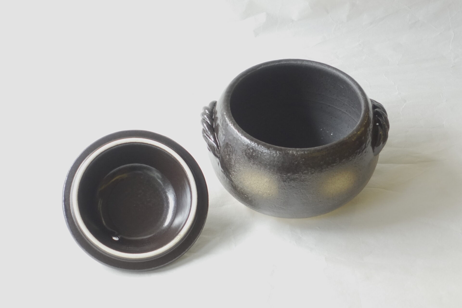 陶器 万古焼 美味しくご飯が炊ける ご飯土鍋 美味しいごはん ご飯専用土鍋 ３合 旨味 甘み 遠赤外線効果 芯まで熱が通る ふっくら 手軽 コンパクト 使いやすい 軽量 機能的 直火用土鍋 シンプル お洒落 永く使える 美濃焼 鉄瓶 陶器 漆 漆器 有田焼 金継ぎ 焼き物 食器 陶磁器 伝統工芸品 茶碗 工芸品 九谷焼 南部鉄器 陶芸 陶器市 岐阜 焼き物 磁器 瀬戸物 岐阜県 岐阜市 美殿町６−番地 小林漆陶 漆塗り器 織部焼 小林漆器 箸 金継ぎ お香 食器 茶道具 陶器 美濃焼専門店 お皿 ceramics ih pottery うつわ うつわ屋 お皿屋さん お茶 お茶碗 お箸 かまど この辺に陶器屋さんってあります とうきいち やきもの ガラス工房 ギフト　ギフトショップ マグカップ モダン焼物 レンジできる陶器 切子 南部鉄器 どこ　岐阜市南部鉄器販売店 南部鉄器購入 岐阜県器屋 土鍋 岐阜小洒落たお皿 お椀が出る店 器 塗り物 漆塗り 陶器屋さん 食器屋さん お椀 ひのき 岐阜城周辺茶道具 販売陶器 販売陶器屋さん 陶器店 漆器店 岐阜有名な器屋さん 岐阜県食器売ってるところ 岐阜駅 陶器工芸品店 徳利 売ってる店 急須販売 扇子 抹茶 掛け軸 修復 日本陶瓷 漆器 木の食器 樺細工 江戸切子 食器 漆の器 漆器 うるし 漆器店 漆塗 漆椀 火鉢 灰 美殿町商店街 美濃焼ショップ 岐阜市 湯呑み お店 付近 美濃焼き専門店 美濃焼販売 花瓶 茶器 オンライン輪島塗 なつめ 店近くのガラス屋さん 近くの陶器屋さん 酒器 ガラス 金継ぎ依頼 岐阜鉄器鉄瓶 取扱店 Japanese 陶器 修理 陶器専門店 陶器小売店 岐阜陶器屋 陶器店 陶磁器 陶磁器専門店 陶芸家 おすすめ お店 岐阜食洗機対応 漆椀 Gifu JapanesetablewareJapanesecrafts Japaneseceramics Japanesepottery Handcrafted TraditionalCrafts Japaneseculture Traditionalart Japaneseteautensils TeaCeremony Japaneselacquerware インテリア 一輪挿し 入れ物 陶芸 陶芸皿 陶器いろいろ 陶器店 絵皿 絵柄 オンラインショップ 置物 おひつ オーブントースター 置物スタイリッシュ お皿 オブジェ 置物かわいい お皿陶磁器 お椀陶器 陶器欠損補修 花瓶 貫入 傘立て 陶器花 カップ 花 陶磁器 陶器金継ぎ キャニスター 器 急須 京都 金彩 九州 急須 陶芸食器 コーヒーカップ コップ 小物入れ 皿 ごはん鍋 食洗機 修理 食器 修理金継ぎ 陶器販売 瀬戸物 染付 タンブラー 耐熱陶器 茶碗 近くの陶器店 通販 土物 通販 手作り陶器 陶磁器 鍋