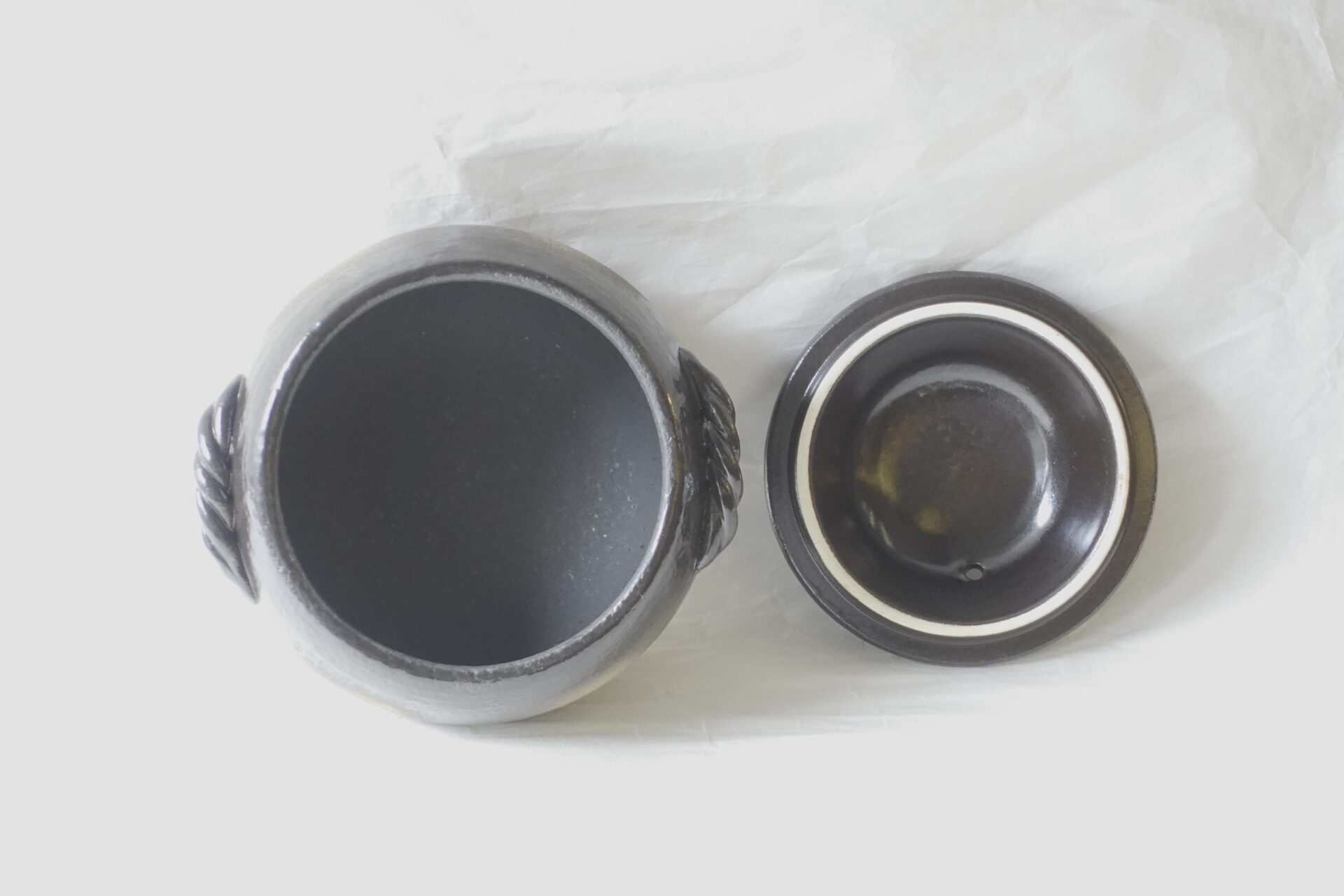 陶器 万古焼 美味しくご飯が炊ける ご飯土鍋 美味しいごはん ご飯専用土鍋 ３合 旨味 甘み 遠赤外線効果 芯まで熱が通る ふっくら 手軽 コンパクト 使いやすい 軽量 機能的 直火用土鍋 シンプル お洒落 永く使える 美濃焼 鉄瓶 陶器 漆 漆器 有田焼 金継ぎ 焼き物 食器 陶磁器 伝統工芸品 茶碗 工芸品 九谷焼 南部鉄器 陶芸 陶器市 岐阜 焼き物 磁器 瀬戸物 岐阜県 岐阜市 美殿町６−番地 小林漆陶 漆塗り器 織部焼 小林漆器 箸 金継ぎ お香 食器 茶道具 陶器 美濃焼専門店 お皿 ceramics ih pottery うつわ うつわ屋 お皿屋さん お茶 お茶碗 お箸 かまど この辺に陶器屋さんってあります とうきいち やきもの ガラス工房 ギフト　ギフトショップ マグカップ モダン焼物 レンジできる陶器 切子 南部鉄器 どこ　岐阜市南部鉄器販売店 南部鉄器購入 岐阜県器屋 土鍋 岐阜小洒落たお皿 お椀が出る店 器 塗り物 漆塗り 陶器屋さん 食器屋さん お椀 ひのき 岐阜城周辺茶道具 販売陶器 販売陶器屋さん 陶器店 漆器店 岐阜有名な器屋さん 岐阜県食器売ってるところ 岐阜駅 陶器工芸品店 徳利 売ってる店 急須販売 扇子 抹茶 掛け軸 修復 日本陶瓷 漆器 木の食器 樺細工 江戸切子 食器 漆の器 漆器 うるし 漆器店 漆塗 漆椀 火鉢 灰 美殿町商店街 美濃焼ショップ 岐阜市 湯呑み お店 付近 美濃焼き専門店 美濃焼販売 花瓶 茶器 オンライン輪島塗 なつめ 店近くのガラス屋さん 近くの陶器屋さん 酒器 ガラス 金継ぎ依頼 岐阜鉄器鉄瓶 取扱店 Japanese 陶器 修理 陶器専門店 陶器小売店 岐阜陶器屋 陶器店 陶磁器 陶磁器専門店 陶芸家 おすすめ お店 岐阜食洗機対応 漆椀 Gifu JapanesetablewareJapanesecrafts Japaneseceramics Japanesepottery Handcrafted TraditionalCrafts Japaneseculture Traditionalart Japaneseteautensils TeaCeremony Japaneselacquerware インテリア 一輪挿し 入れ物 陶芸 陶芸皿 陶器いろいろ 陶器店 絵皿 絵柄 オンラインショップ 置物 おひつ オーブントースター 置物スタイリッシュ お皿 オブジェ 置物かわいい お皿陶磁器 お椀陶器 陶器欠損補修 花瓶 貫入 傘立て 陶器花 カップ 花 陶磁器 陶器金継ぎ キャニスター 器 急須 京都 金彩 九州 急須 陶芸食器 コーヒーカップ コップ 小物入れ 皿 ごはん鍋 食洗機 修理 食器 修理金継ぎ 陶器販売 瀬戸物 染付 タンブラー 耐熱陶器 茶碗 近くの陶器店 通販 土物 通販 手作り陶器 陶磁器 鍋