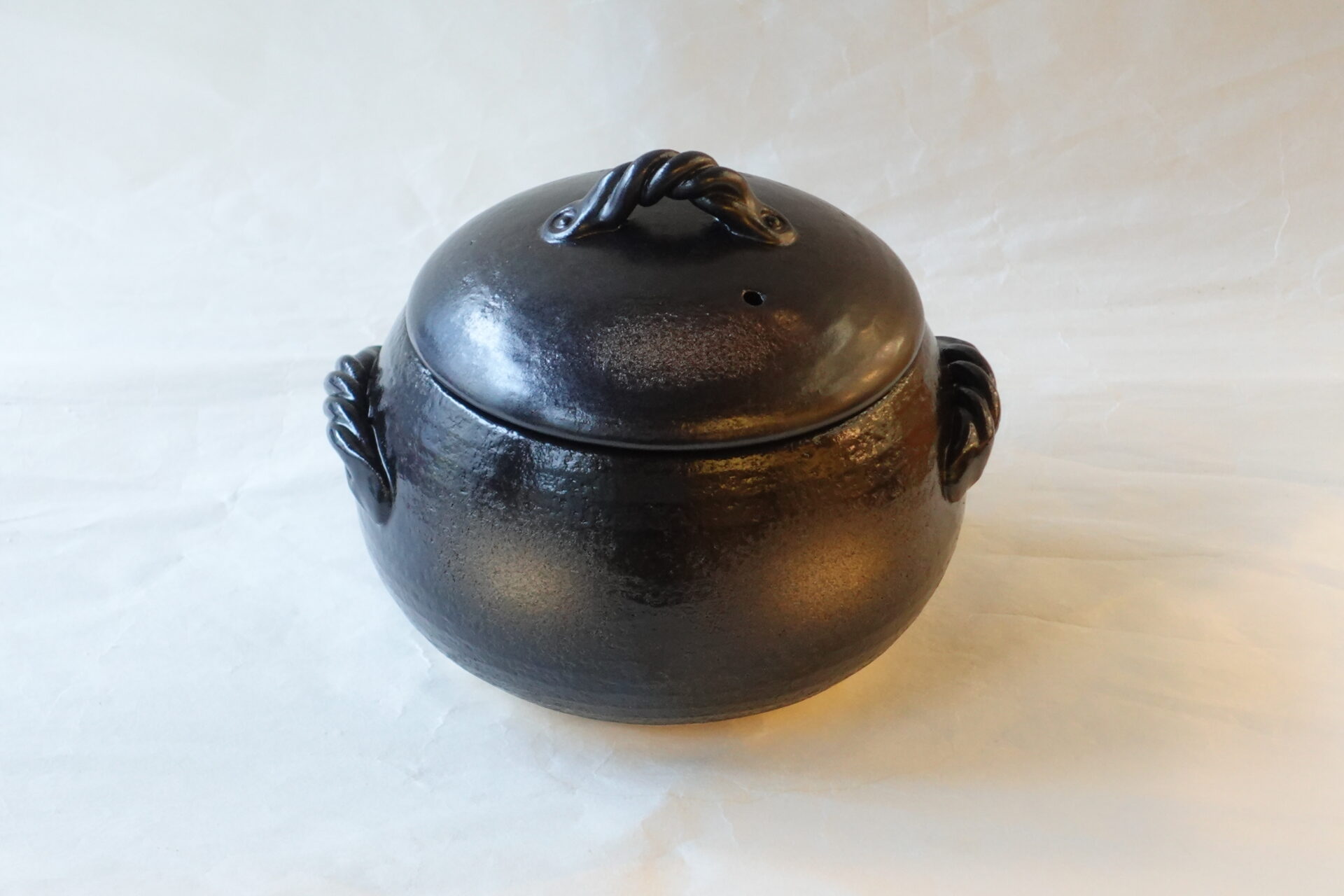 陶器 万古焼 美味しくご飯が炊ける ご飯土鍋 ご飯専用土鍋 対流がよい ムラなく加熱 旨味 甘み 遠赤外線効果 お米の芯まで熱が通る ふっくら 余熱 蒸らし 手軽 簡単 コンパクト 使いやすい 軽量 機能的 直火用土鍋 シンプル お洒落 永く使える 美濃焼 鉄瓶 陶器 漆 漆器 有田焼 金継ぎ 焼き物 食器 陶磁器 伝統工芸品 茶碗 工芸品 九谷焼 南部鉄器 陶芸 陶器市 岐阜 焼き物 磁器 瀬戸物 岐阜県 岐阜市 美殿町６−番地 小林漆陶 漆塗り器 織部焼 小林漆器 箸 金継ぎ お香 食器 茶道具 陶器 美濃焼専門店 お皿 ceramics ih pottery うつわ うつわ屋 お皿屋さん お茶 お茶碗 お箸 かまど この辺に陶器屋さんってあります とうきいち やきもの ガラス工房 ギフト　ギフトショップ マグカップ モダン焼物 レンジできる陶器 切子 南部鉄器 どこ　岐阜市南部鉄器販売店 南部鉄器購入 岐阜県器屋 土鍋 岐阜小洒落たお皿 お椀が出る店 器 塗り物 漆塗り 陶器屋さん 食器屋さん お椀 ひのき 岐阜城周辺茶道具 販売陶器 販売陶器屋さん 陶器店 漆器店 岐阜有名な器屋さん 岐阜県食器売ってるところ 岐阜駅 陶器工芸品店 徳利 売ってる店 急須販売 扇子 抹茶 掛け軸 修復 日本陶瓷 漆器 木の食器 樺細工 江戸切子 食器 漆の器 漆器 うるし 漆器店 漆塗 漆椀 火鉢 灰 美殿町商店街 美濃焼ショップ 岐阜市 湯呑み お店 付近 美濃焼き専門店 美濃焼販売 花瓶 茶器 オンライン輪島塗 なつめ 店近くのガラス屋さん 近くの陶器屋さん 酒器 ガラス 金継ぎ依頼 岐阜鉄器鉄瓶 取扱店 Japanese 陶器 修理 陶器専門店 陶器小売店 岐阜陶器屋 陶器店 陶磁器 陶磁器専門店 陶芸家 おすすめ お店 岐阜食洗機対応 漆椀 Gifu JapanesetablewareJapanesecrafts Japaneseceramics Japanesepottery Handcrafted TraditionalCrafts Japaneseculture Traditionalart Japaneseteautensils TeaCeremony Japaneselacquerware インテリア 一輪挿し 入れ物 陶芸 陶芸皿 陶器いろいろ 陶器店 絵皿 絵柄 オンラインショップ 置物 おひつ オーブントースター 置物スタイリッシュ お皿 オブジェ 置物かわいい お皿陶磁器 お椀陶器 陶器欠損補修 花瓶 貫入 傘立て 陶器花 カップ 花 陶磁器 陶器金継ぎ キャニスター 器 急須 京都 金彩 九州 急須 陶芸食器 コーヒーカップ コップ 小物入れ 皿 ごはん鍋 食洗機 修理 食器 修理金継ぎ 陶器販売 瀬戸物 染付 タンブラー 耐熱陶器 茶碗 近くの陶器店 通販 土物 通販 手作り陶器 陶磁器 鍋