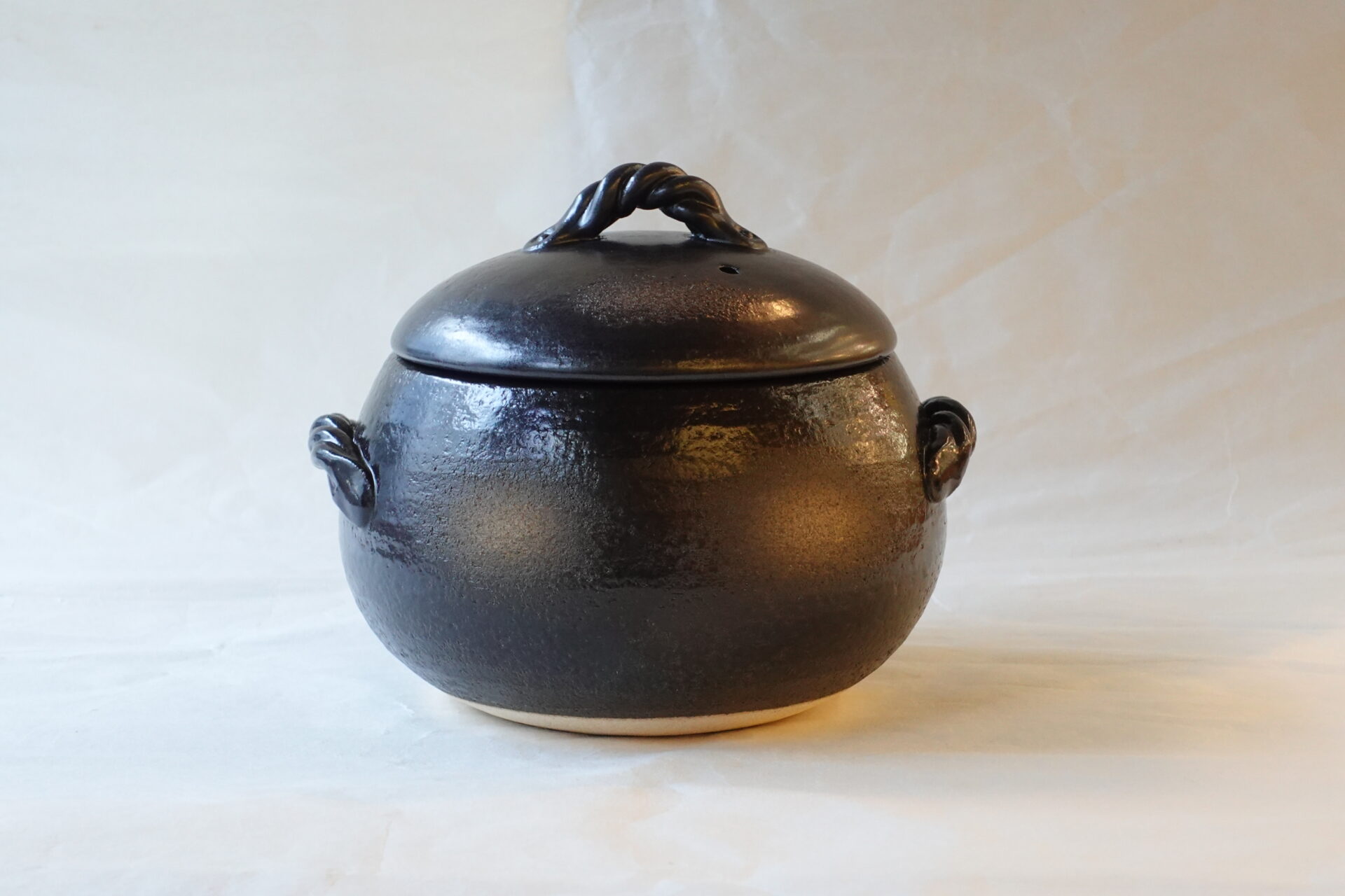 陶器 万古焼 美味しくご飯が炊ける ご飯土鍋 ご飯専用土鍋 対流がよい ムラなく加熱 旨味 甘み 遠赤外線効果 お米の芯まで熱が通る ふっくら 余熱 蒸らし 手軽 簡単 コンパクト 使いやすい 軽量 機能的 直火用土鍋 シンプル お洒落 永く使える 美濃焼 鉄瓶 陶器 漆 漆器 有田焼 金継ぎ 焼き物 食器 陶磁器 伝統工芸品 茶碗 工芸品 九谷焼 南部鉄器 陶芸 陶器市 岐阜 焼き物 磁器 瀬戸物 岐阜県 岐阜市 美殿町６−番地 小林漆陶 漆塗り器 織部焼 小林漆器 箸 金継ぎ お香 食器 茶道具 陶器 美濃焼専門店 お皿 ceramics ih pottery うつわ うつわ屋 お皿屋さん お茶 お茶碗 お箸 かまど この辺に陶器屋さんってあります とうきいち やきもの ガラス工房 ギフト　ギフトショップ マグカップ モダン焼物 レンジできる陶器 切子 南部鉄器 どこ　岐阜市南部鉄器販売店 南部鉄器購入 岐阜県器屋 土鍋 岐阜小洒落たお皿 お椀が出る店 器 塗り物 漆塗り 陶器屋さん 食器屋さん お椀 ひのき 岐阜城周辺茶道具 販売陶器 販売陶器屋さん 陶器店 漆器店 岐阜有名な器屋さん 岐阜県食器売ってるところ 岐阜駅 陶器工芸品店 徳利 売ってる店 急須販売 扇子 抹茶 掛け軸 修復 日本陶瓷 漆器 木の食器 樺細工 江戸切子 食器 漆の器 漆器 うるし 漆器店 漆塗 漆椀 火鉢 灰 美殿町商店街 美濃焼ショップ 岐阜市 湯呑み お店 付近 美濃焼き専門店 美濃焼販売 花瓶 茶器 オンライン輪島塗 なつめ 店近くのガラス屋さん 近くの陶器屋さん 酒器 ガラス 金継ぎ依頼 岐阜鉄器鉄瓶 取扱店 Japanese 陶器 修理 陶器専門店 陶器小売店 岐阜陶器屋 陶器店 陶磁器 陶磁器専門店 陶芸家 おすすめ お店 岐阜食洗機対応 漆椀 Gifu JapanesetablewareJapanesecrafts Japaneseceramics Japanesepottery Handcrafted TraditionalCrafts Japaneseculture Traditionalart Japaneseteautensils TeaCeremony Japaneselacquerware インテリア 一輪挿し 入れ物 陶芸 陶芸皿 陶器いろいろ 陶器店 絵皿 絵柄 オンラインショップ 置物 おひつ オーブントースター 置物スタイリッシュ お皿 オブジェ 置物かわいい お皿陶磁器 お椀陶器 陶器欠損補修 花瓶 貫入 傘立て 陶器花 カップ 花 陶磁器 陶器金継ぎ キャニスター 器 急須 京都 金彩 九州 急須 陶芸食器 コーヒーカップ コップ 小物入れ 皿 ごはん鍋 食洗機 修理 食器 修理金継ぎ 陶器販売 瀬戸物 染付 タンブラー 耐熱陶器 茶碗 近くの陶器店 通販 土物 通販 手作り陶器 陶磁器 鍋