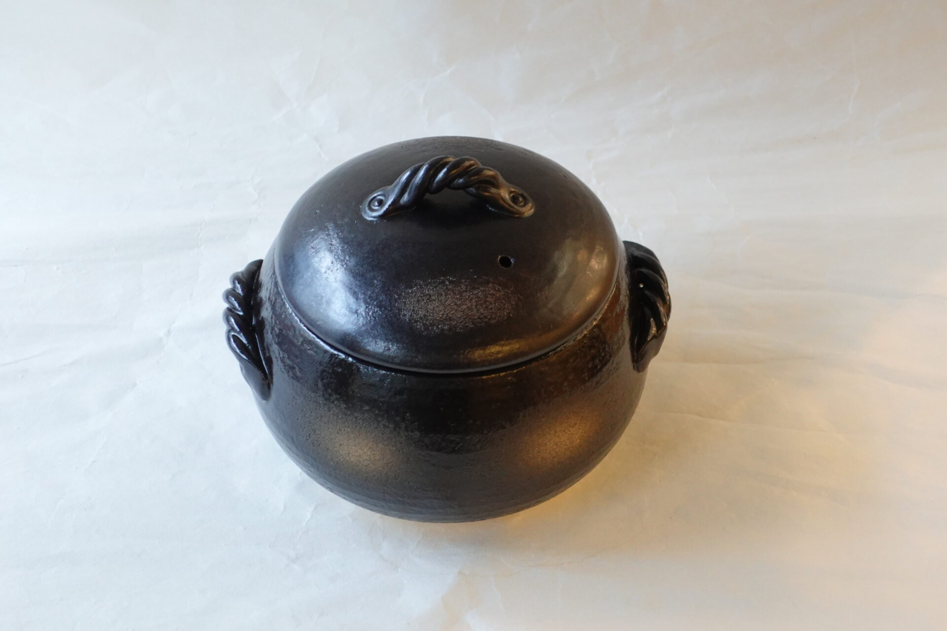 陶器 万古焼 美味しくご飯が炊ける ご飯土鍋 ご飯専用土鍋 対流がよい ムラなく加熱 旨味 甘み 遠赤外線効果 お米の芯まで熱が通る ふっくら 余熱 蒸らし 手軽 簡単 コンパクト 使いやすい 軽量 機能的 直火用土鍋 シンプル お洒落 永く使える 美濃焼 鉄瓶 陶器 漆 漆器 有田焼 金継ぎ 焼き物 食器 陶磁器 伝統工芸品 茶碗 工芸品 九谷焼 南部鉄器 陶芸 陶器市 岐阜 焼き物 磁器 瀬戸物 岐阜県 岐阜市 美殿町６−番地 小林漆陶 漆塗り器 織部焼 小林漆器 箸 金継ぎ お香 食器 茶道具 陶器 美濃焼専門店 お皿 ceramics ih pottery うつわ うつわ屋 お皿屋さん お茶 お茶碗 お箸 かまど この辺に陶器屋さんってあります とうきいち やきもの ガラス工房 ギフト　ギフトショップ マグカップ モダン焼物 レンジできる陶器 切子 南部鉄器 どこ　岐阜市南部鉄器販売店 南部鉄器購入 岐阜県器屋 土鍋 岐阜小洒落たお皿 お椀が出る店 器 塗り物 漆塗り 陶器屋さん 食器屋さん お椀 ひのき 岐阜城周辺茶道具 販売陶器 販売陶器屋さん 陶器店 漆器店 岐阜有名な器屋さん 岐阜県食器売ってるところ 岐阜駅 陶器工芸品店 徳利 売ってる店 急須販売 扇子 抹茶 掛け軸 修復 日本陶瓷 漆器 木の食器 樺細工 江戸切子 食器 漆の器 漆器 うるし 漆器店 漆塗 漆椀 火鉢 灰 美殿町商店街 美濃焼ショップ 岐阜市 湯呑み お店 付近 美濃焼き専門店 美濃焼販売 花瓶 茶器 オンライン輪島塗 なつめ 店近くのガラス屋さん 近くの陶器屋さん 酒器 ガラス 金継ぎ依頼 岐阜鉄器鉄瓶 取扱店 Japanese 陶器 修理 陶器専門店 陶器小売店 岐阜陶器屋 陶器店 陶磁器 陶磁器専門店 陶芸家 おすすめ お店 岐阜食洗機対応 漆椀 Gifu JapanesetablewareJapanesecrafts Japaneseceramics Japanesepottery Handcrafted TraditionalCrafts Japaneseculture Traditionalart Japaneseteautensils TeaCeremony Japaneselacquerware インテリア 一輪挿し 入れ物 陶芸 陶芸皿 陶器いろいろ 陶器店 絵皿 絵柄 オンラインショップ 置物 おひつ オーブントースター 置物スタイリッシュ お皿 オブジェ 置物かわいい お皿陶磁器 お椀陶器 陶器欠損補修 花瓶 貫入 傘立て 陶器花 カップ 花 陶磁器 陶器金継ぎ キャニスター 器 急須 京都 金彩 九州 急須 陶芸食器 コーヒーカップ コップ 小物入れ 皿 ごはん鍋 食洗機 修理 食器 修理金継ぎ 陶器販売 瀬戸物 染付 タンブラー 耐熱陶器 茶碗 近くの陶器店 通販 土物 通販 手作り陶器 陶磁器 鍋