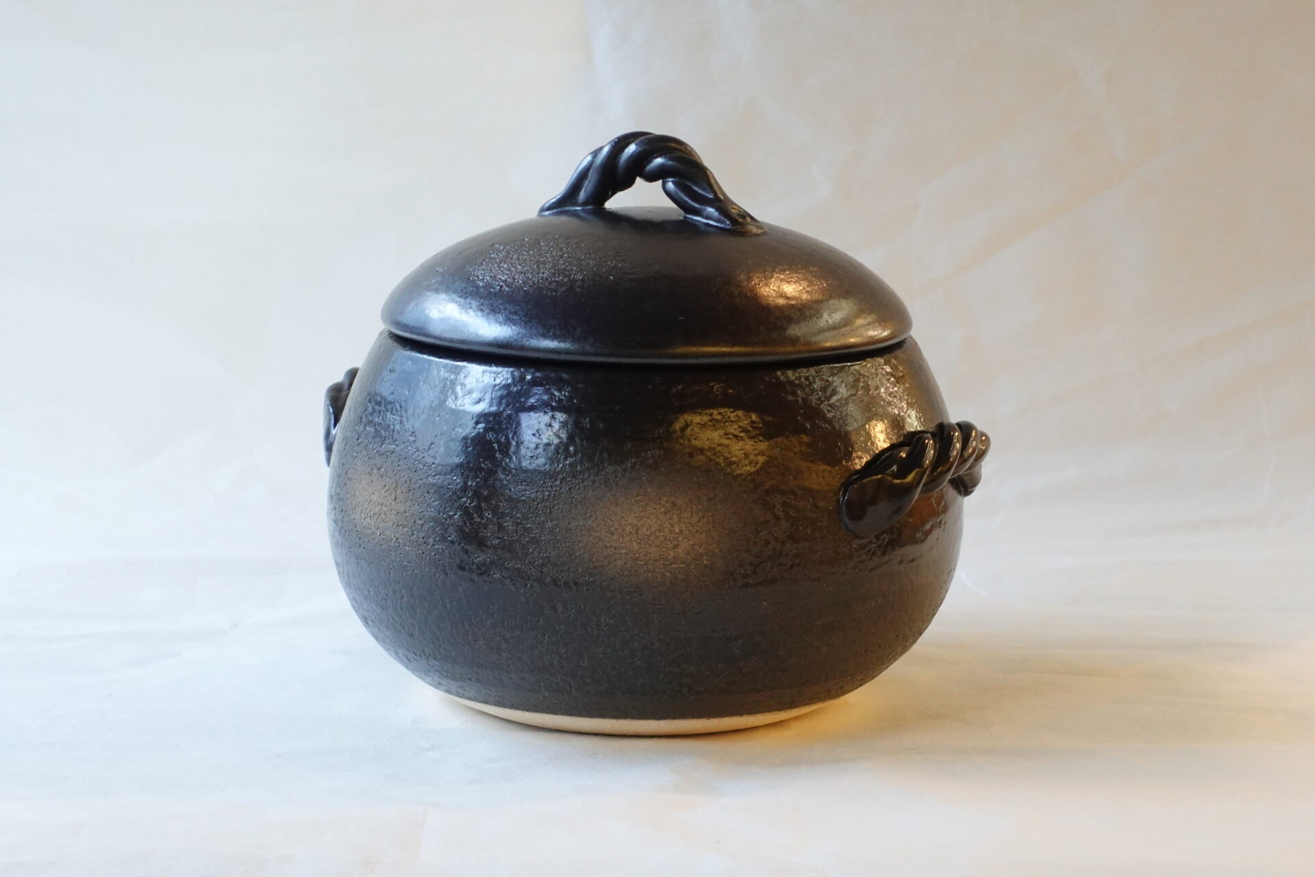 陶器 万古焼 美味しくご飯が炊ける ご飯土鍋 ご飯専用土鍋 対流がよい ムラなく加熱 旨味 甘み 遠赤外線効果 お米の芯まで熱が通る ふっくら 余熱 蒸らし 手軽 簡単 コンパクト 使いやすい 軽量 機能的 直火用土鍋 シンプル お洒落 永く使える 美濃焼 鉄瓶 陶器 漆 漆器 有田焼 金継ぎ 焼き物 食器 陶磁器 伝統工芸品 茶碗 工芸品 九谷焼 南部鉄器 陶芸 陶器市 岐阜 焼き物 磁器 瀬戸物 岐阜県 岐阜市 美殿町６−番地 小林漆陶 漆塗り器 織部焼 小林漆器 箸 金継ぎ お香 食器 茶道具 陶器 美濃焼専門店 お皿 ceramics ih pottery うつわ うつわ屋 お皿屋さん お茶 お茶碗 お箸 かまど この辺に陶器屋さんってあります とうきいち やきもの ガラス工房 ギフト　ギフトショップ マグカップ モダン焼物 レンジできる陶器 切子 南部鉄器 どこ　岐阜市南部鉄器販売店 南部鉄器購入 岐阜県器屋 土鍋 岐阜小洒落たお皿 お椀が出る店 器 塗り物 漆塗り 陶器屋さん 食器屋さん お椀 ひのき 岐阜城周辺茶道具 販売陶器 販売陶器屋さん 陶器店 漆器店 岐阜有名な器屋さん 岐阜県食器売ってるところ 岐阜駅 陶器工芸品店 徳利 売ってる店 急須販売 扇子 抹茶 掛け軸 修復 日本陶瓷 漆器 木の食器 樺細工 江戸切子 食器 漆の器 漆器 うるし 漆器店 漆塗 漆椀 火鉢 灰 美殿町商店街 美濃焼ショップ 岐阜市 湯呑み お店 付近 美濃焼き専門店 美濃焼販売 花瓶 茶器 オンライン輪島塗 なつめ 店近くのガラス屋さん 近くの陶器屋さん 酒器 ガラス 金継ぎ依頼 岐阜鉄器鉄瓶 取扱店 Japanese 陶器 修理 陶器専門店 陶器小売店 岐阜陶器屋 陶器店 陶磁器 陶磁器専門店 陶芸家 おすすめ お店 岐阜食洗機対応 漆椀 Gifu JapanesetablewareJapanesecrafts Japaneseceramics Japanesepottery Handcrafted TraditionalCrafts Japaneseculture Traditionalart Japaneseteautensils TeaCeremony Japaneselacquerware インテリア 一輪挿し 入れ物 陶芸 陶芸皿 陶器いろいろ 陶器店 絵皿 絵柄 オンラインショップ 置物 おひつ オーブントースター 置物スタイリッシュ お皿 オブジェ 置物かわいい お皿陶磁器 お椀陶器 陶器欠損補修 花瓶 貫入 傘立て 陶器花 カップ 花 陶磁器 陶器金継ぎ キャニスター 器 急須 京都 金彩 九州 急須 陶芸食器 コーヒーカップ コップ 小物入れ 皿 ごはん鍋 食洗機 修理 食器 修理金継ぎ 陶器販売 瀬戸物 染付 タンブラー 耐熱陶器 茶碗 近くの陶器店 通販 土物 通販 手作り陶器 陶磁器 鍋