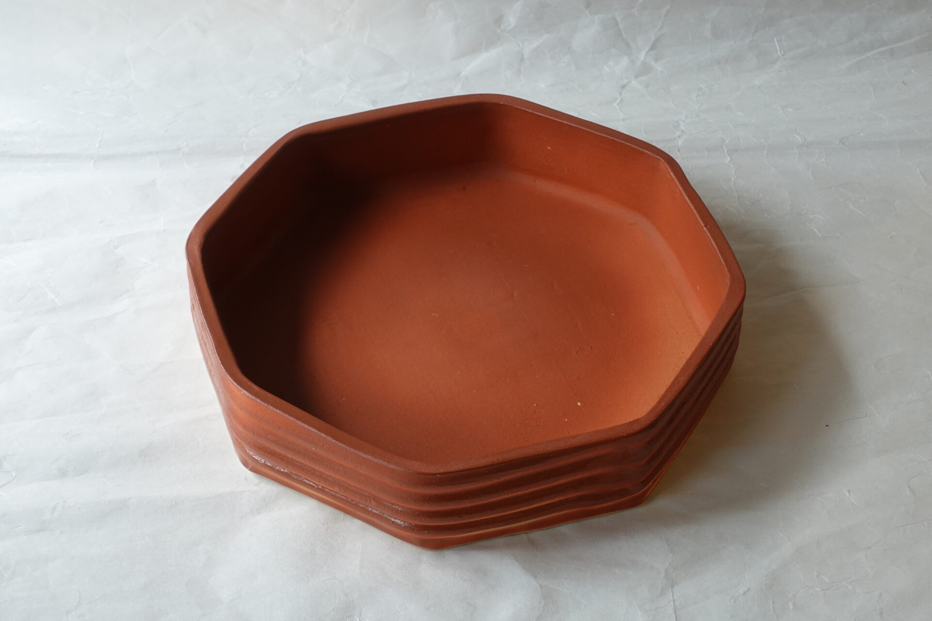 陶器 信楽焼 手づくり 水盤 八角形 赤茶色 侘びた 花器 シンプル 和花 引き立てる 縁起がいい 体裁もいい バランスが取れた 美濃焼 鉄瓶 陶器 漆 漆器 有田焼 金継ぎ 焼き物 食器 陶磁器 伝統工芸品 茶碗 工芸品 九谷焼 南部鉄器 陶芸 陶器市 岐阜 焼き物 磁器 瀬戸物 岐阜県 岐阜市 美殿町６−番地 小林漆陶 漆塗り器 織部焼 小林漆器 箸 金継ぎ お香 食器 茶道具 陶器 美濃焼専門店 お皿 ceramics ih pottery うつわ うつわ屋 お皿屋さん お茶 お茶碗 お箸 かまど この辺に陶器屋さんってあります とうきいち やきもの ガラス工房 ギフト　ギフトショップ マグカップ モダン焼物 レンジできる陶器 切子 南部鉄器 どこ　岐阜市南部鉄器販売店 南部鉄器購入 岐阜県器屋 土鍋 岐阜小洒落たお皿 お椀が出る店 器 塗り物 漆塗り 陶器屋さん 食器屋さん お椀 ひのき 岐阜城周辺茶道具 販売陶器 販売陶器屋さん 陶器店 漆器店 岐阜有名な器屋さん 岐阜県食器売ってるところ 岐阜駅 陶器工芸品店 徳利 売ってる店 急須販売 扇子 抹茶 掛け軸 修復 日本陶瓷 漆器 木の食器 樺細工 江戸切子 食器 漆の器 漆器 うるし 漆器店 漆塗 漆椀 火鉢 灰 美殿町商店街 美濃焼ショップ 岐阜市 湯呑み お店 付近 美濃焼き専門店 美濃焼販売 花瓶 茶器 オンライン輪島塗 なつめ 店近くのガラス屋さん 近くの陶器屋さん 酒器 ガラス 金継ぎ依頼 岐阜鉄器鉄瓶 取扱店 Japanese 陶器 修理 陶器専門店 陶器小売店 岐阜陶器屋 陶器店 陶磁器 陶磁器専門店 陶芸家 おすすめ お店 岐阜食洗機対応 漆椀 Gifu JapanesetablewareJapanesecrafts Japaneseceramics Japanesepottery Handcrafted TraditionalCrafts Japaneseculture Traditionalart Japaneseteautensils TeaCeremony Japaneselacquerware インテリア 一輪挿し 入れ物 陶芸 陶芸皿 陶器いろいろ 陶器店 絵皿 絵柄 オンラインショップ 置物 おひつ オーブントースター 置物スタイリッシュ お皿 オブジェ 置物かわいい お皿陶磁器 お椀陶器 陶器欠損補修 花瓶 貫入 傘立て 陶器花 カップ 花 陶磁器 陶器金継ぎ キャニスター 器 急須 京都 金彩 九州 急須 陶芸食器 コーヒーカップ コップ 小物入れ 皿 ごはん鍋 食洗機 修理 食器 修理金継ぎ 陶器販売 瀬戸物 染付 タンブラー 耐熱陶器 茶碗 近くの陶器店 通販 土物 通販 手作り陶器 陶磁器 鍋