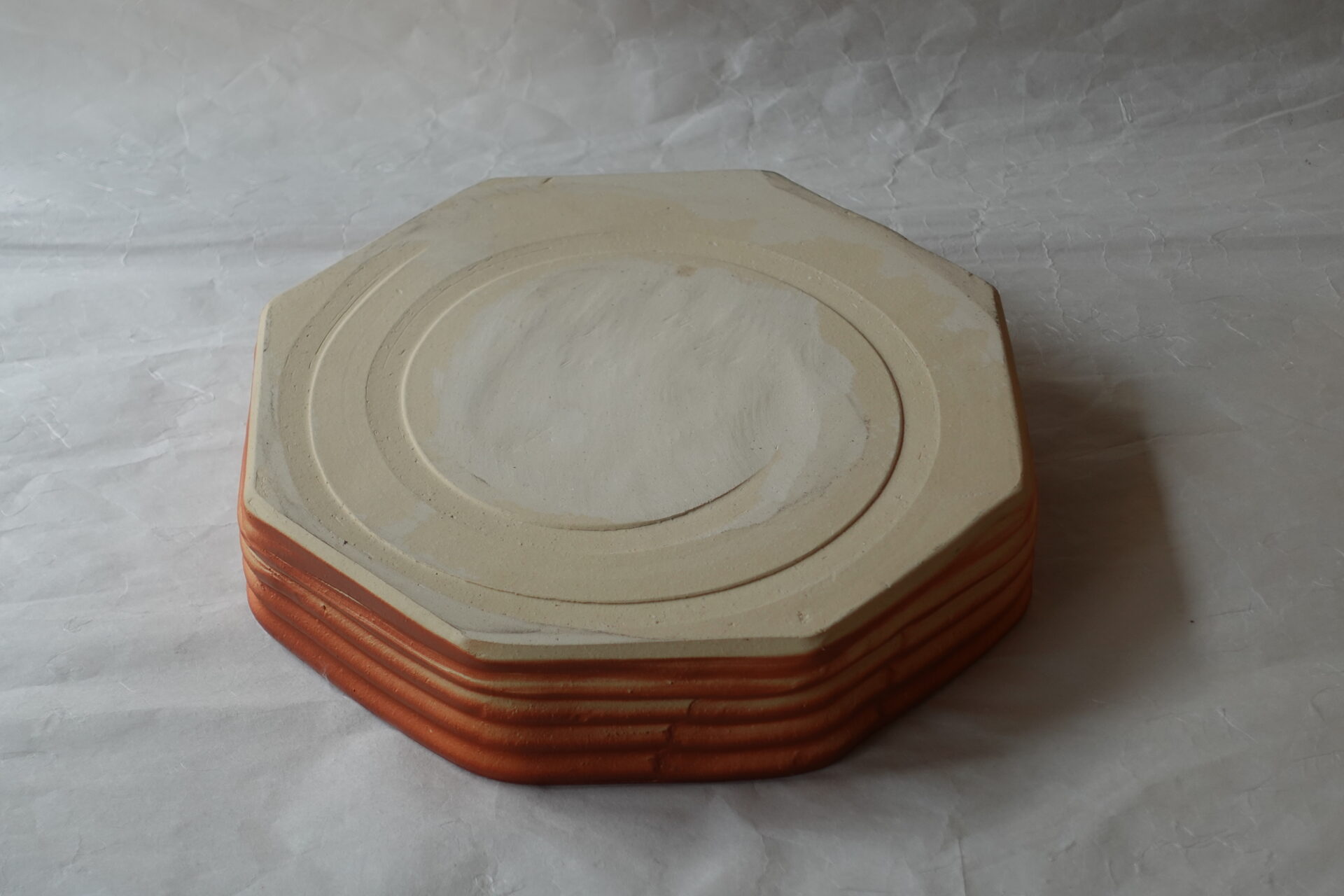 陶器 信楽焼 手づくり 水盤 八角形 赤茶色 侘びた 花器 シンプル 和花 引き立てる 縁起がいい 体裁もいい バランスが取れた 美濃焼 鉄瓶 陶器 漆 漆器 有田焼 金継ぎ 焼き物 食器 陶磁器 伝統工芸品 茶碗 工芸品 九谷焼 南部鉄器 陶芸 陶器市 岐阜 焼き物 磁器 瀬戸物 岐阜県 岐阜市 美殿町６−番地 小林漆陶 漆塗り器 織部焼 小林漆器 箸 金継ぎ お香 食器 茶道具 陶器 美濃焼専門店 お皿 ceramics ih pottery うつわ うつわ屋 お皿屋さん お茶 お茶碗 お箸 かまど この辺に陶器屋さんってあります とうきいち やきもの ガラス工房 ギフト　ギフトショップ マグカップ モダン焼物 レンジできる陶器 切子 南部鉄器 どこ　岐阜市南部鉄器販売店 南部鉄器購入 岐阜県器屋 土鍋 岐阜小洒落たお皿 お椀が出る店 器 塗り物 漆塗り 陶器屋さん 食器屋さん お椀 ひのき 岐阜城周辺茶道具 販売陶器 販売陶器屋さん 陶器店 漆器店 岐阜有名な器屋さん 岐阜県食器売ってるところ 岐阜駅 陶器工芸品店 徳利 売ってる店 急須販売 扇子 抹茶 掛け軸 修復 日本陶瓷 漆器 木の食器 樺細工 江戸切子 食器 漆の器 漆器 うるし 漆器店 漆塗 漆椀 火鉢 灰 美殿町商店街 美濃焼ショップ 岐阜市 湯呑み お店 付近 美濃焼き専門店 美濃焼販売 花瓶 茶器 オンライン輪島塗 なつめ 店近くのガラス屋さん 近くの陶器屋さん 酒器 ガラス 金継ぎ依頼 岐阜鉄器鉄瓶 取扱店 Japanese 陶器 修理 陶器専門店 陶器小売店 岐阜陶器屋 陶器店 陶磁器 陶磁器専門店 陶芸家 おすすめ お店 岐阜食洗機対応 漆椀 Gifu JapanesetablewareJapanesecrafts Japaneseceramics Japanesepottery Handcrafted TraditionalCrafts Japaneseculture Traditionalart Japaneseteautensils TeaCeremony Japaneselacquerware インテリア 一輪挿し 入れ物 陶芸 陶芸皿 陶器いろいろ 陶器店 絵皿 絵柄 オンラインショップ 置物 おひつ オーブントースター 置物スタイリッシュ お皿 オブジェ 置物かわいい お皿陶磁器 お椀陶器 陶器欠損補修 花瓶 貫入 傘立て 陶器花 カップ 花 陶磁器 陶器金継ぎ キャニスター 器 急須 京都 金彩 九州 急須 陶芸食器 コーヒーカップ コップ 小物入れ 皿 ごはん鍋 食洗機 修理 食器 修理金継ぎ 陶器販売 瀬戸物 染付 タンブラー 耐熱陶器 茶碗 近くの陶器店 通販 土物 通販 手作り陶器 陶磁器 鍋