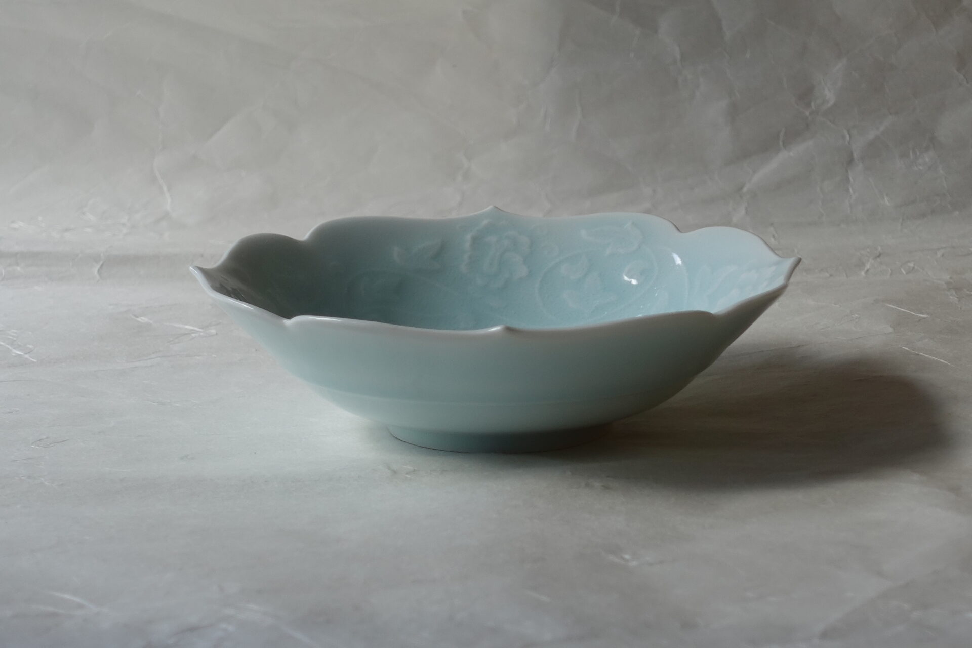 陶磁器 美濃焼 青白磁 6寸鉢 人間国宝 塚本快示 快山窯 品がある きれい 素晴らしい 透明感 彫紋 美しい 気品 唐草 緻密 縁起がいい 繁栄 末永く続く 家運興隆 子孫繁栄 輪花 料理を引き立てる 薄手 繊細 使いやすい 流麗な文様 高い技術 美の極致 美濃焼 鉄瓶 陶器 漆 漆器 有田焼 金継ぎ 焼き物 食器 陶磁器 伝統工芸品 茶碗 工芸品 九谷焼 南部鉄器 陶芸 陶器市 岐阜 焼き物 磁器 瀬戸物 岐阜県 岐阜市 美殿町６−番地 小林漆陶 漆塗り器 織部焼 小林漆器 箸 金継ぎ お香 食器 茶道具 陶器 美濃焼専門店 お皿 ceramics ih pottery うつわ うつわ屋 お皿屋さん お茶 お茶碗 お箸 かまど この辺に陶器屋さんってあります とうきいち やきもの ガラス工房 ギフト　ギフトショップ マグカップ モダン焼物 レンジできる陶器 切子 南部鉄器 どこ　岐阜市南部鉄器販売店 南部鉄器購入 岐阜県器屋 土鍋 岐阜小洒落たお皿 お椀が出る店 器 塗り物 漆塗り 陶器屋さん 食器屋さん お椀 ひのき 岐阜城周辺茶道具 販売陶器 販売陶器屋さん 陶器店 漆器店 岐阜有名な器屋さん 岐阜県食器売ってるところ 岐阜駅 陶器工芸品店 徳利 売ってる店 急須販売 扇子 抹茶 掛け軸 修復 日本陶瓷 漆器 木の食器 樺細工 江戸切子 食器 漆の器 漆器 うるし 漆器店 漆塗 漆椀 火鉢 灰 美殿町商店街 美濃焼ショップ 岐阜市 湯呑み お店 付近 美濃焼き専門店 美濃焼販売 花瓶 茶器 オンライン輪島塗 なつめ 店近くのガラス屋さん 近くの陶器屋さん 酒器 ガラス 金継ぎ依頼 岐阜鉄器鉄瓶 取扱店 Japanese 陶器 修理 陶器専門店 陶器小売店 岐阜陶器屋 陶器店 陶磁器 陶磁器専門店 陶芸家 おすすめ お店 岐阜食洗機対応 漆椀 Gifu JapanesetablewareJapanesecrafts Japaneseceramics Japanesepottery Handcrafted TraditionalCrafts Japaneseculture Traditionalart Japaneseteautensils TeaCeremony Japaneselacquerware インテリア 一輪挿し 入れ物 陶芸 陶芸皿 陶器いろいろ 陶器店 絵皿 絵柄 オンラインショップ 置物 おひつ オーブントースター 置物スタイリッシュ お皿 オブジェ 置物かわいい お皿陶磁器 お椀陶器 陶器欠損補修 花瓶 貫入 傘立て 陶器花 カップ 花 陶磁器 陶器金継ぎ キャニスター 器 急須 京都 金彩 九州 急須 陶芸食器 コーヒーカップ コップ 小物入れ 皿 ごはん鍋 食洗機 修理 食器 修理金継ぎ 陶器販売 瀬戸物 染付 タンブラー 耐熱陶器 茶碗 近くの陶器店 通販 土物 通販 手作り陶器 陶磁器 鍋