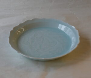 陶磁器 美濃焼 青白磁 ７寸皿 人間国宝 塚本快示 快山窯 品がある きれい 素晴らしい 有名 透明感 美しい 気品 彫紋 瑞鳥 吉兆を象徴 唐草 縁起がいい 繁栄 末永く続く 家運興隆 子孫繁栄 輪花 盛りやすい 使いやすい 流麗な文様 高い技術 美の極致 美濃焼 鉄瓶 陶器 漆 漆器 有田焼 金継ぎ 焼き物 食器 陶磁器 伝統工芸品 茶碗 工芸品 九谷焼 南部鉄器 陶芸 陶器市 岐阜 焼き物 磁器 瀬戸物 岐阜県 岐阜市 美殿町６−番地 小林漆陶 漆塗り器 織部焼 小林漆器 箸 金継ぎ お香 食器 茶道具 陶器 美濃焼専門店 お皿 ceramics ih pottery うつわ うつわ屋 お皿屋さん お茶 お茶碗 お箸 かまど この辺に陶器屋さんってあります とうきいち やきもの ガラス工房 ギフト　ギフトショップ マグカップ モダン焼物 レンジできる陶器 切子 南部鉄器 どこ　岐阜市南部鉄器販売店 南部鉄器購入 岐阜県器屋 土鍋 岐阜小洒落たお皿 お椀が出る店 器 塗り物 漆塗り 陶器屋さん 食器屋さん お椀 ひのき 岐阜城周辺茶道具 販売陶器 販売陶器屋さん 陶器店 漆器店 岐阜有名な器屋さん 岐阜県食器売ってるところ 岐阜駅 陶器工芸品店 徳利 売ってる店 急須販売 扇子 抹茶 掛け軸 修復 日本陶瓷 漆器 木の食器 樺細工 江戸切子 食器 漆の器 漆器 うるし 漆器店 漆塗 漆椀 火鉢 灰 美殿町商店街 美濃焼ショップ 岐阜市 湯呑み お店 付近 美濃焼き専門店 美濃焼販売 花瓶 茶器 オンライン輪島塗 なつめ 店近くのガラス屋さん 近くの陶器屋さん 酒器 ガラス 金継ぎ依頼 岐阜鉄器鉄瓶 取扱店 Japanese 陶器 修理 陶器専門店 陶器小売店 岐阜陶器屋 陶器店 陶磁器 陶磁器専門店 陶芸家 おすすめ お店 岐阜食洗機対応 漆椀 Gifu JapanesetablewareJapanesecrafts Japaneseceramics Japanesepottery Handcrafted TraditionalCrafts Japaneseculture Traditionalart Japaneseteautensils TeaCeremony Japaneselacquerware インテリア 一輪挿し 入れ物 陶芸 陶芸皿 陶器いろいろ 陶器店 絵皿 絵柄 オンラインショップ 置物 おひつ オーブントースター 置物スタイリッシュ お皿 オブジェ 置物かわいい お皿陶磁器 お椀陶器 陶器欠損補修 花瓶 貫入 傘立て 陶器花 カップ 花 陶磁器 陶器金継ぎ キャニスター 器 急須 京都 金彩 九州 急須 陶芸食器 コーヒーカップ コップ 小物入れ 皿 ごはん鍋 食洗機 修理 食器 修理金継ぎ 陶器販売 瀬戸物 染付 タンブラー 耐熱陶器 茶碗 近くの陶器店 通販 土物 通販 手作り陶器 陶磁器 鍋 棗 お茶道具セット 近くの茶道具店 荒目板 茶道具の扱い方 一閑茶張り 茶道具一式 糸巻棚 裏千家入門セット 薄板 歌花筒 茶道具通販 裏千家 円座 干支扇子 オンラインショップ 茶道具オンライン 茶道稽古セット 表千家茶道具 お抹茶セット 釜 かいし 懐紙 菓子器 懐紙入れ 皆具 官休庵 黒文字 桑小卓 黒茶碗 黒柿 建水 結界 携帯用茶道具 稽古用茶道具 香合 香炉 茶通箱 初心者セット 仕覆 茶道具収納箱 敷板 杓立て すいはつ 数寄屋袋 透木釜 数茶碗 炭斗 水滴 すいはつ 茶道具専門店