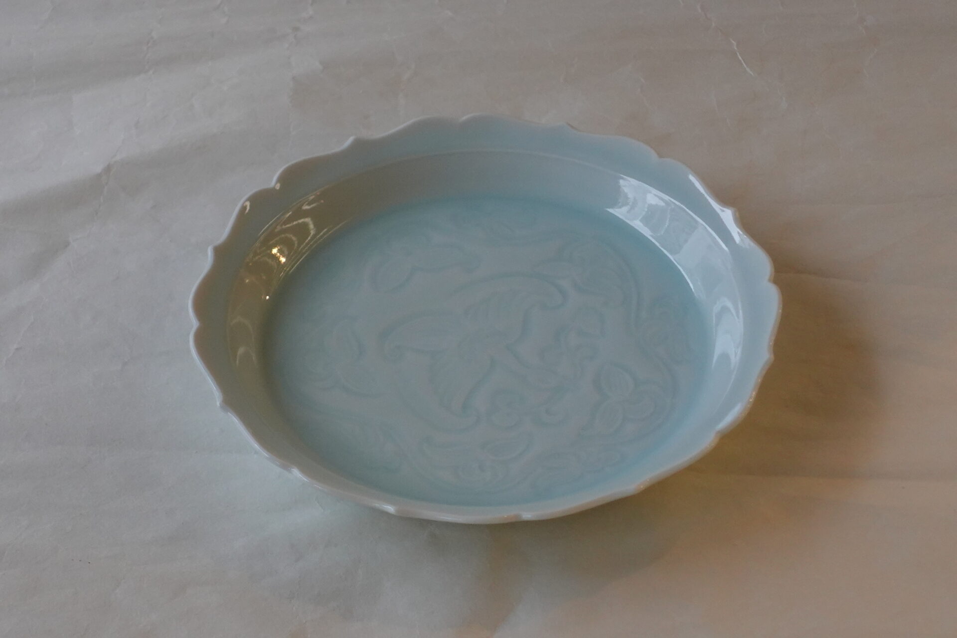 陶磁器 美濃焼 青白磁 ７寸皿 人間国宝 塚本快示 快山窯 品がある きれい 素晴らしい 有名 透明感 美しい 気品 彫紋 瑞鳥 吉兆を象徴 唐草 縁起がいい 繁栄 末永く続く 家運興隆 子孫繁栄 輪花 盛りやすい 使いやすい 流麗な文様 高い技術 美の極致 美濃焼 鉄瓶 陶器 漆 漆器 有田焼 金継ぎ 焼き物 食器 陶磁器 伝統工芸品 茶碗 工芸品 九谷焼 南部鉄器 陶芸 陶器市 岐阜 焼き物 磁器 瀬戸物 岐阜県 岐阜市 美殿町６−番地 小林漆陶 漆塗り器 織部焼 小林漆器 箸 金継ぎ お香 食器 茶道具 陶器 美濃焼専門店 お皿 ceramics ih pottery うつわ うつわ屋 お皿屋さん お茶 お茶碗 お箸 かまど この辺に陶器屋さんってあります とうきいち やきもの ガラス工房 ギフト　ギフトショップ マグカップ モダン焼物 レンジできる陶器 切子 南部鉄器 どこ　岐阜市南部鉄器販売店 南部鉄器購入 岐阜県器屋 土鍋 岐阜小洒落たお皿 お椀が出る店 器 塗り物 漆塗り 陶器屋さん 食器屋さん お椀 ひのき 岐阜城周辺茶道具 販売陶器 販売陶器屋さん 陶器店 漆器店 岐阜有名な器屋さん 岐阜県食器売ってるところ 岐阜駅 陶器工芸品店 徳利 売ってる店 急須販売 扇子 抹茶 掛け軸 修復 日本陶瓷 漆器 木の食器 樺細工 江戸切子 食器 漆の器 漆器 うるし 漆器店 漆塗 漆椀 火鉢 灰 美殿町商店街 美濃焼ショップ 岐阜市 湯呑み お店 付近 美濃焼き専門店 美濃焼販売 花瓶 茶器 オンライン輪島塗 なつめ 店近くのガラス屋さん 近くの陶器屋さん 酒器 ガラス 金継ぎ依頼 岐阜鉄器鉄瓶 取扱店 Japanese 陶器 修理 陶器専門店 陶器小売店 岐阜陶器屋 陶器店 陶磁器 陶磁器専門店 陶芸家 おすすめ お店 岐阜食洗機対応 漆椀 Gifu JapanesetablewareJapanesecrafts Japaneseceramics Japanesepottery Handcrafted TraditionalCrafts Japaneseculture Traditionalart Japaneseteautensils TeaCeremony Japaneselacquerware インテリア 一輪挿し 入れ物 陶芸 陶芸皿 陶器いろいろ 陶器店 絵皿 絵柄 オンラインショップ 置物 おひつ オーブントースター 置物スタイリッシュ お皿 オブジェ 置物かわいい お皿陶磁器 お椀陶器 陶器欠損補修 花瓶 貫入 傘立て 陶器花 カップ 花 陶磁器 陶器金継ぎ キャニスター 器 急須 京都 金彩 九州 急須 陶芸食器 コーヒーカップ コップ 小物入れ 皿 ごはん鍋 食洗機 修理 食器 修理金継ぎ 陶器販売 瀬戸物 染付 タンブラー 耐熱陶器 茶碗 近くの陶器店 通販 土物 通販 手作り陶器 陶磁器 鍋 棗 お茶道具セット 近くの茶道具店 荒目板 茶道具の扱い方 一閑茶張り 茶道具一式 糸巻棚 裏千家入門セット 薄板 歌花筒 茶道具通販 裏千家 円座 干支扇子 オンラインショップ 茶道具オンライン 茶道稽古セット 表千家茶道具 お抹茶セット 釜 かいし 懐紙 菓子器 懐紙入れ 皆具 官休庵 黒文字 桑小卓 黒茶碗 黒柿 建水 結界 携帯用茶道具 稽古用茶道具 香合 香炉 茶通箱 初心者セット 仕覆 茶道具収納箱 敷板 杓立て すいはつ 数寄屋袋 透木釜 数茶碗 炭斗 水滴 すいはつ 茶道具専門店