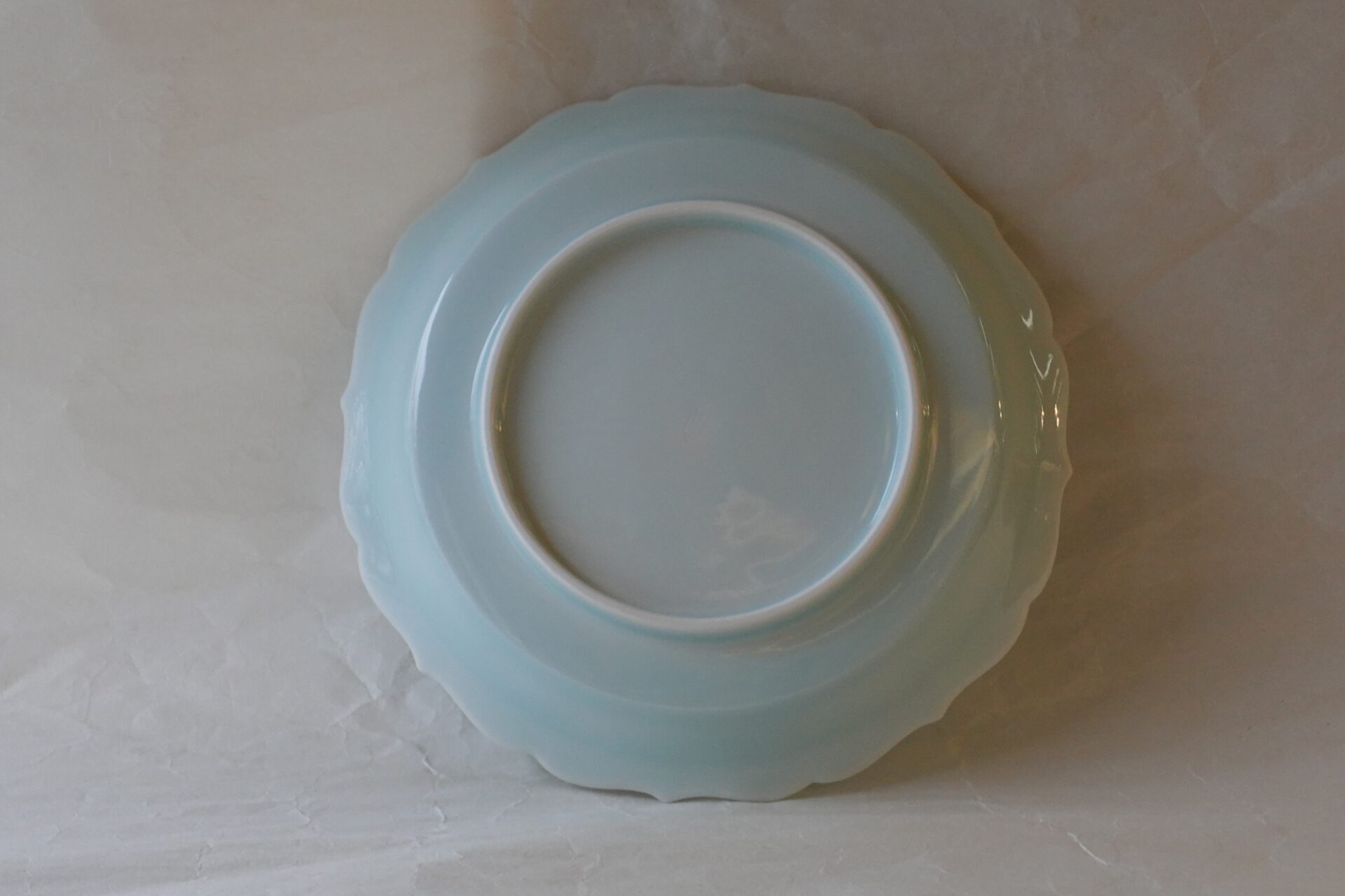 陶磁器 美濃焼 青白磁 ７寸皿 人間国宝 塚本快示 快山窯 品がある きれい 素晴らしい 有名 透明感 美しい 気品 彫紋 瑞鳥 吉兆を象徴 唐草 縁起がいい 繁栄 末永く続く 家運興隆 子孫繁栄 輪花 盛りやすい 使いやすい 流麗な文様 高い技術 美の極致 美濃焼 鉄瓶 陶器 漆 漆器 有田焼 金継ぎ 焼き物 食器 陶磁器 伝統工芸品 茶碗 工芸品 九谷焼 南部鉄器 陶芸 陶器市 岐阜 焼き物 磁器 瀬戸物 岐阜県 岐阜市 美殿町６−番地 小林漆陶 漆塗り器 織部焼 小林漆器 箸 金継ぎ お香 食器 茶道具 陶器 美濃焼専門店 お皿 ceramics ih pottery うつわ うつわ屋 お皿屋さん お茶 お茶碗 お箸 かまど この辺に陶器屋さんってあります とうきいち やきもの ガラス工房 ギフト　ギフトショップ マグカップ モダン焼物 レンジできる陶器 切子 南部鉄器 どこ　岐阜市南部鉄器販売店 南部鉄器購入 岐阜県器屋 土鍋 岐阜小洒落たお皿 お椀が出る店 器 塗り物 漆塗り 陶器屋さん 食器屋さん お椀 ひのき 岐阜城周辺茶道具 販売陶器 販売陶器屋さん 陶器店 漆器店 岐阜有名な器屋さん 岐阜県食器売ってるところ 岐阜駅 陶器工芸品店 徳利 売ってる店 急須販売 扇子 抹茶 掛け軸 修復 日本陶瓷 漆器 木の食器 樺細工 江戸切子 食器 漆の器 漆器 うるし 漆器店 漆塗 漆椀 火鉢 灰 美殿町商店街 美濃焼ショップ 岐阜市 湯呑み お店 付近 美濃焼き専門店 美濃焼販売 花瓶 茶器 オンライン輪島塗 なつめ 店近くのガラス屋さん 近くの陶器屋さん 酒器 ガラス 金継ぎ依頼 岐阜鉄器鉄瓶 取扱店 Japanese 陶器 修理 陶器専門店 陶器小売店 岐阜陶器屋 陶器店 陶磁器 陶磁器専門店 陶芸家 おすすめ お店 岐阜食洗機対応 漆椀 Gifu JapanesetablewareJapanesecrafts Japaneseceramics Japanesepottery Handcrafted TraditionalCrafts Japaneseculture Traditionalart Japaneseteautensils TeaCeremony Japaneselacquerware インテリア 一輪挿し 入れ物 陶芸 陶芸皿 陶器いろいろ 陶器店 絵皿 絵柄 オンラインショップ 置物 おひつ オーブントースター 置物スタイリッシュ お皿 オブジェ 置物かわいい お皿陶磁器 お椀陶器 陶器欠損補修 花瓶 貫入 傘立て 陶器花 カップ 花 陶磁器 陶器金継ぎ キャニスター 器 急須 京都 金彩 九州 急須 陶芸食器 コーヒーカップ コップ 小物入れ 皿 ごはん鍋 食洗機 修理 食器 修理金継ぎ 陶器販売 瀬戸物 染付 タンブラー 耐熱陶器 茶碗 近くの陶器店 通販 土物 通販 手作り陶器 陶磁器 鍋 棗 お茶道具セット 近くの茶道具店 荒目板 茶道具の扱い方 一閑茶張り 茶道具一式 糸巻棚 裏千家入門セット 薄板 歌花筒 茶道具通販 裏千家 円座 干支扇子 オンラインショップ 茶道具オンライン 茶道稽古セット 表千家茶道具 お抹茶セット 釜 かいし 懐紙 菓子器 懐紙入れ 皆具 官休庵 黒文字 桑小卓 黒茶碗 黒柿 建水 結界 携帯用茶道具 稽古用茶道具 香合 香炉 茶通箱 初心者セット 仕覆 茶道具収納箱 敷板 杓立て すいはつ 数寄屋袋 透木釜 数茶碗 炭斗 水滴 すいはつ 茶道具専門店