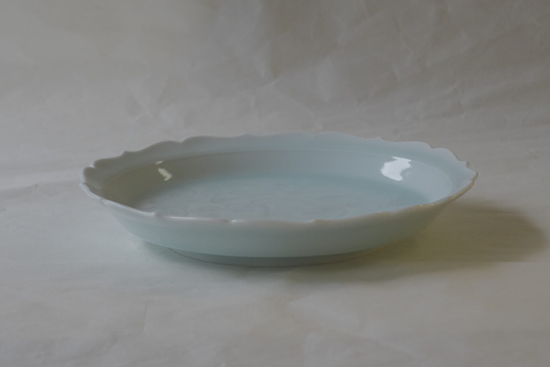 陶磁器 美濃焼 青白磁 ７寸皿 人間国宝 塚本快示 快山窯 品がある きれい 素晴らしい 有名 透明感 美しい 気品 彫紋 瑞鳥 吉兆を象徴 唐草 縁起がいい 繁栄 末永く続く 家運興隆 子孫繁栄 輪花 盛りやすい 使いやすい 流麗な文様 高い技術 美の極致 美濃焼 鉄瓶 陶器 漆 漆器 有田焼 金継ぎ 焼き物 食器 陶磁器 伝統工芸品 茶碗 工芸品 九谷焼 南部鉄器 陶芸 陶器市 岐阜 焼き物 磁器 瀬戸物 岐阜県 岐阜市 美殿町６−番地 小林漆陶 漆塗り器 織部焼 小林漆器 箸 金継ぎ お香 食器 茶道具 陶器 美濃焼専門店 お皿 ceramics ih pottery うつわ うつわ屋 お皿屋さん お茶 お茶碗 お箸 かまど この辺に陶器屋さんってあります とうきいち やきもの ガラス工房 ギフト　ギフトショップ マグカップ モダン焼物 レンジできる陶器 切子 南部鉄器 どこ　岐阜市南部鉄器販売店 南部鉄器購入 岐阜県器屋 土鍋 岐阜小洒落たお皿 お椀が出る店 器 塗り物 漆塗り 陶器屋さん 食器屋さん お椀 ひのき 岐阜城周辺茶道具 販売陶器 販売陶器屋さん 陶器店 漆器店 岐阜有名な器屋さん 岐阜県食器売ってるところ 岐阜駅 陶器工芸品店 徳利 売ってる店 急須販売 扇子 抹茶 掛け軸 修復 日本陶瓷 漆器 木の食器 樺細工 江戸切子 食器 漆の器 漆器 うるし 漆器店 漆塗 漆椀 火鉢 灰 美殿町商店街 美濃焼ショップ 岐阜市 湯呑み お店 付近 美濃焼き専門店 美濃焼販売 花瓶 茶器 オンライン輪島塗 なつめ 店近くのガラス屋さん 近くの陶器屋さん 酒器 ガラス 金継ぎ依頼 岐阜鉄器鉄瓶 取扱店 Japanese 陶器 修理 陶器専門店 陶器小売店 岐阜陶器屋 陶器店 陶磁器 陶磁器専門店 陶芸家 おすすめ お店 岐阜食洗機対応 漆椀 Gifu JapanesetablewareJapanesecrafts Japaneseceramics Japanesepottery Handcrafted TraditionalCrafts Japaneseculture Traditionalart Japaneseteautensils TeaCeremony Japaneselacquerware インテリア 一輪挿し 入れ物 陶芸 陶芸皿 陶器いろいろ 陶器店 絵皿 絵柄 オンラインショップ 置物 おひつ オーブントースター 置物スタイリッシュ お皿 オブジェ 置物かわいい お皿陶磁器 お椀陶器 陶器欠損補修 花瓶 貫入 傘立て 陶器花 カップ 花 陶磁器 陶器金継ぎ キャニスター 器 急須 京都 金彩 九州 急須 陶芸食器 コーヒーカップ コップ 小物入れ 皿 ごはん鍋 食洗機 修理 食器 修理金継ぎ 陶器販売 瀬戸物 染付 タンブラー 耐熱陶器 茶碗 近くの陶器店 通販 土物 通販 手作り陶器 陶磁器 鍋 棗 お茶道具セット 近くの茶道具店 荒目板 茶道具の扱い方 一閑茶張り 茶道具一式 糸巻棚 裏千家入門セット 薄板 歌花筒 茶道具通販 裏千家 円座 干支扇子 オンラインショップ 茶道具オンライン 茶道稽古セット 表千家茶道具 お抹茶セット 釜 かいし 懐紙 菓子器 懐紙入れ 皆具 官休庵 黒文字 桑小卓 黒茶碗 黒柿 建水 結界 携帯用茶道具 稽古用茶道具 香合 香炉 茶通箱 初心者セット 仕覆 茶道具収納箱 敷板 杓立て すいはつ 数寄屋袋 透木釜 数茶碗 炭斗 水滴 すいはつ 茶道具専門店