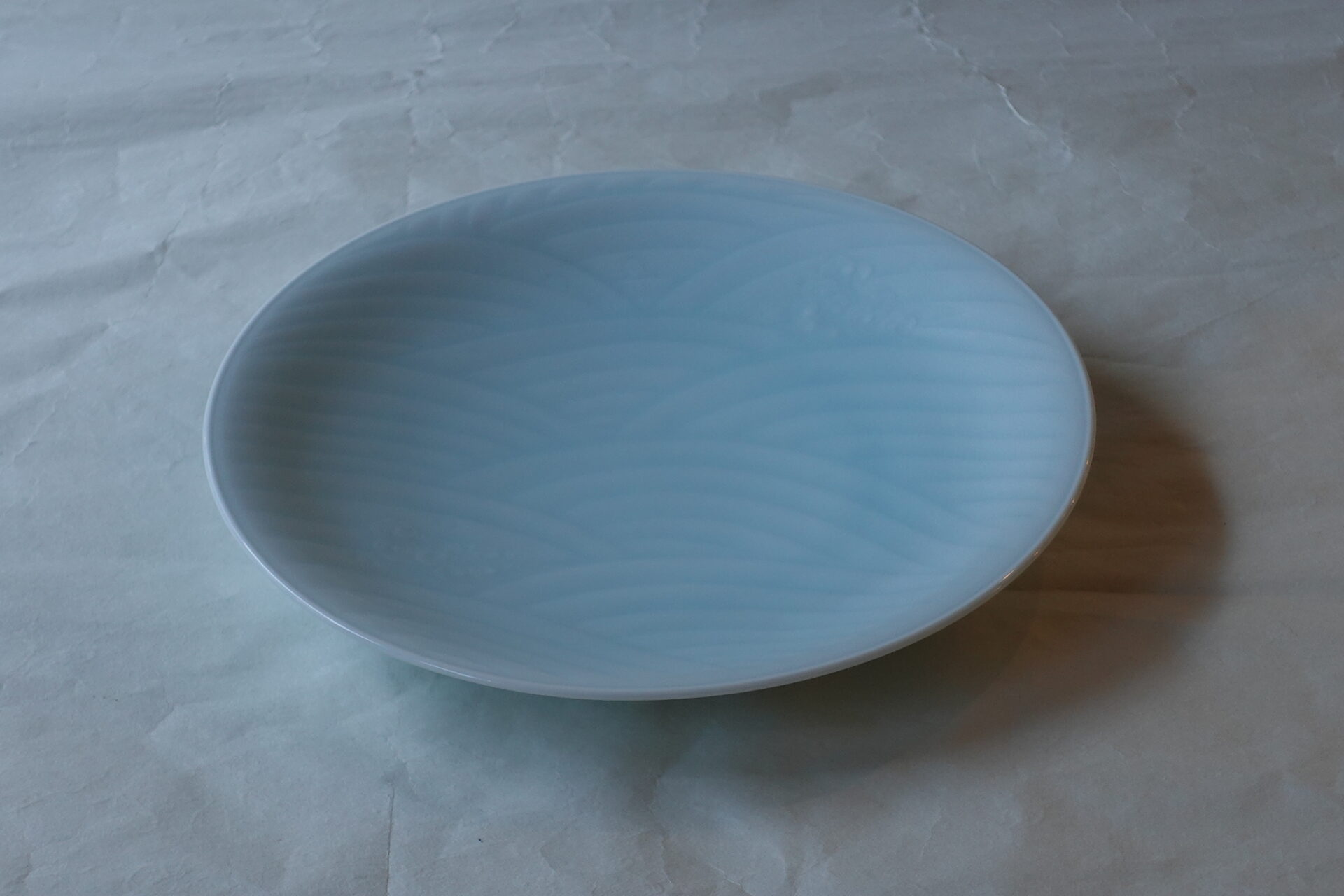 陶磁器 美濃焼 青白磁 8寸皿 人間国宝 塚本快示 快山窯 品がある きれい 素晴らしい 透明感 青海波 彫紋 美しい 気品 有名な文様 海の波 永遠に続くこと 縁起がいい 吉祥文 流麗 高い技術 美の極致 美濃焼 鉄瓶 陶器 漆 漆器 有田焼 金継ぎ 焼き物 食器 陶磁器 伝統工芸品 茶碗 工芸品 九谷焼 南部鉄器 陶芸 陶器市 岐阜 焼き物 磁器 瀬戸物 岐阜県 岐阜市 美殿町６−番地 小林漆陶 漆塗り器 織部焼 小林漆器 箸 金継ぎ お香 食器 茶道具 陶器 美濃焼専門店 お皿 ceramics ih pottery うつわ うつわ屋 お皿屋さん お茶 お茶碗 お箸 かまど この辺に陶器屋さんってあります とうきいち やきもの ガラス工房 ギフト　ギフトショップ マグカップ モダン焼物 レンジできる陶器 切子 南部鉄器 どこ　岐阜市南部鉄器販売店 南部鉄器購入 岐阜県器屋 土鍋 岐阜小洒落たお皿 お椀が出る店 器 塗り物 漆塗り 陶器屋さん 食器屋さん お椀 ひのき 岐阜城周辺茶道具 販売陶器 販売陶器屋さん 陶器店 漆器店 岐阜有名な器屋さん 岐阜県食器売ってるところ 岐阜駅 陶器工芸品店 徳利 売ってる店 急須販売 扇子 抹茶 掛け軸 修復 日本陶瓷 漆器 木の食器 樺細工 江戸切子 食器 漆の器 漆器 うるし 漆器店 漆塗 漆椀 火鉢 灰 美殿町商店街 美濃焼ショップ 岐阜市 湯呑み お店 付近 美濃焼き専門店 美濃焼販売 花瓶 茶器 オンライン輪島塗 なつめ 店近くのガラス屋さん 近くの陶器屋さん 酒器 ガラス 金継ぎ依頼 岐阜鉄器鉄瓶 取扱店 Japanese 陶器 修理 陶器専門店 陶器小売店 岐阜陶器屋 陶器店 陶磁器 陶磁器専門店 陶芸家 おすすめ お店 岐阜食洗機対応 漆椀 Gifu JapanesetablewareJapanesecrafts Japaneseceramics Japanesepottery Handcrafted TraditionalCrafts Japaneseculture Traditionalart Japaneseteautensils TeaCeremony Japaneselacquerware インテリア 一輪挿し 入れ物 陶芸 陶芸皿 陶器いろいろ 陶器店 絵皿 絵柄 オンラインショップ 置物 おひつ オーブントースター 置物スタイリッシュ お皿 オブジェ 置物かわいい お皿陶磁器 お椀陶器 陶器欠損補修 花瓶 貫入 傘立て 陶器花 カップ 花 陶磁器 陶器金継ぎ キャニスター 器 急須 京都 金彩 九州 急須 陶芸食器 コーヒーカップ コップ 小物入れ 皿 ごはん鍋 食洗機 修理 食器 修理金継ぎ 陶器販売 瀬戸物 染付 タンブラー 耐熱陶器 茶碗 近くの陶器店 通販 土物 通販 手作り陶器 陶磁器 鍋