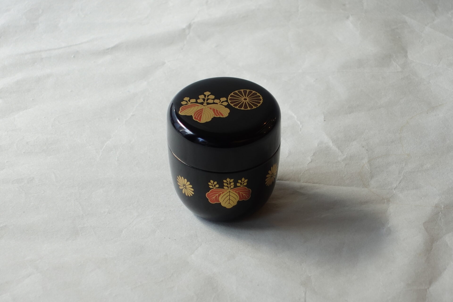 茶道 茶の湯 茶道具 越前塗 木製 茶器 中棗 薄茶 菊桐蒔絵 華麗 漆器 美濃焼 鉄瓶 陶器 漆 漆器 有田焼 金継ぎ 焼き物 食器 陶磁器 伝統工芸品 茶碗 工芸品 九谷焼 南部鉄器 陶芸 陶器市 岐阜 焼き物 磁器 瀬戸物 岐阜県 岐阜市 美殿町６−番地 小林漆陶 漆塗り器 織部焼 小林漆器 箸 金継ぎ お香 食器 茶道具 陶器 美濃焼専門店 お皿 ceramics ih pottery うつわ うつわ屋 お皿屋さん お茶 お茶碗 お箸 かまど この辺に陶器屋さんってあります とうきいち やきもの ガラス工房 ギフト　ギフトショップ マグカップ モダン焼物 レンジできる陶器 切子 南部鉄器 どこ　岐阜市南部鉄器販売店 南部鉄器購入 岐阜県器屋 土鍋 岐阜小洒落たお皿 お椀が出る店 器 塗り物 漆塗り 陶器屋さん 食器屋さん お椀 ひのき 岐阜城周辺茶道具 販売陶器 販売陶器屋さん 陶器店 漆器店 岐阜有名な器屋さん 岐阜県食器売ってるところ 岐阜駅 陶器工芸品店 徳利 売ってる店 急須販売 扇子 抹茶 掛け軸 修復 日本陶瓷 漆器 木の食器 樺細工 江戸切子 食器 漆の器 漆器 うるし 漆器店 漆塗 漆椀 火鉢 灰 美殿町商店街 美濃焼ショップ 岐阜市 湯呑み お店 付近 美濃焼き専門店 美濃焼販売 花瓶 茶器 オンライン輪島塗 なつめ 店近くのガラス屋さん 近くの陶器屋さん 酒器 ガラス 金継ぎ依頼 岐阜鉄器鉄瓶 取扱店 Japanese 陶器 修理 陶器専門店 陶器小売店 岐阜陶器屋 陶器店 陶磁器 陶磁器専門店 陶芸家 おすすめ お店 岐阜食洗機対応 漆椀 Gifu JapanesetablewareJapanesecrafts Japaneseceramics Japanesepottery Handcrafted TraditionalCrafts Japaneseculture Traditionalart Japaneseteautensils TeaCeremony Japaneselacquerware 棗 お茶道具セット 近くの茶道具店 荒目板 茶道具の扱い方 一閑茶張り 茶道具一式 糸巻棚 裏千家入門セット 薄板 歌花筒 茶道具通販 裏千家 円座 干支扇子 オンラインショップ 茶道具オンライン 茶道稽古セット 表千家茶道具 お抹茶セット 釜 かいし 懐紙 菓子器 懐紙入れ 皆具 官休庵 黒文字 桑小卓 黒茶碗 黒柿 建水 結界 携帯用茶道具 稽古用茶道具 香合 香炉 茶通箱 初心者セット 仕覆 茶道具収納箱 敷板 杓立て すいはつ 数寄屋袋 透木釜 数茶碗 炭斗 水滴 すいはつ 茶道具専門店