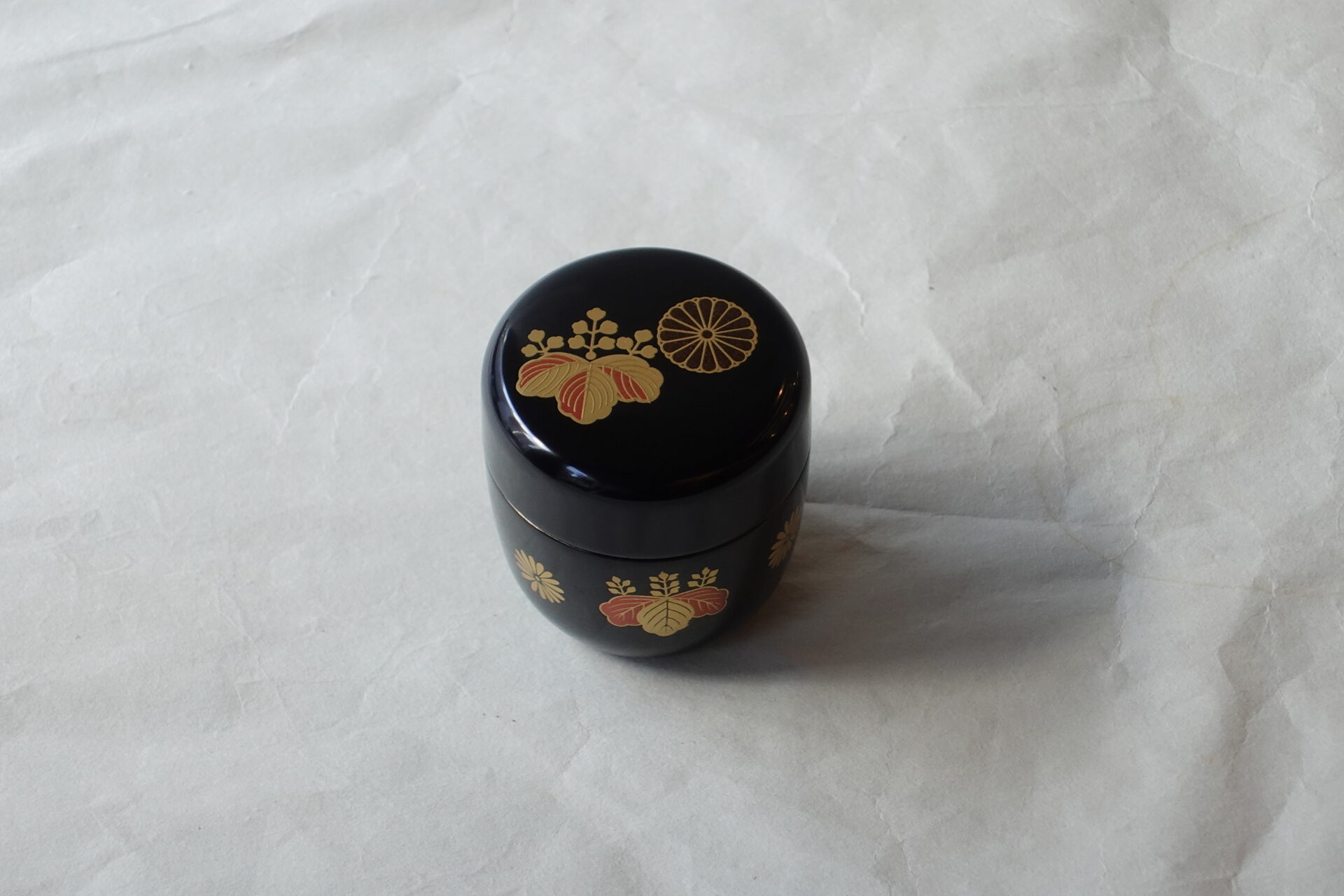 茶道 茶の湯 茶道具 越前塗 木製 茶器 中棗 薄茶 菊桐蒔絵 華麗 漆器 美濃焼 鉄瓶 陶器 漆 漆器 有田焼 金継ぎ 焼き物 食器 陶磁器 伝統工芸品 茶碗 工芸品 九谷焼 南部鉄器 陶芸 陶器市 岐阜 焼き物 磁器 瀬戸物 岐阜県 岐阜市 美殿町６−番地 小林漆陶 漆塗り器 織部焼 小林漆器 箸 金継ぎ お香 食器 茶道具 陶器 美濃焼専門店 お皿 ceramics ih pottery うつわ うつわ屋 お皿屋さん お茶 お茶碗 お箸 かまど この辺に陶器屋さんってあります とうきいち やきもの ガラス工房 ギフト　ギフトショップ マグカップ モダン焼物 レンジできる陶器 切子 南部鉄器 どこ　岐阜市南部鉄器販売店 南部鉄器購入 岐阜県器屋 土鍋 岐阜小洒落たお皿 お椀が出る店 器 塗り物 漆塗り 陶器屋さん 食器屋さん お椀 ひのき 岐阜城周辺茶道具 販売陶器 販売陶器屋さん 陶器店 漆器店 岐阜有名な器屋さん 岐阜県食器売ってるところ 岐阜駅 陶器工芸品店 徳利 売ってる店 急須販売 扇子 抹茶 掛け軸 修復 日本陶瓷 漆器 木の食器 樺細工 江戸切子 食器 漆の器 漆器 うるし 漆器店 漆塗 漆椀 火鉢 灰 美殿町商店街 美濃焼ショップ 岐阜市 湯呑み お店 付近 美濃焼き専門店 美濃焼販売 花瓶 茶器 オンライン輪島塗 なつめ 店近くのガラス屋さん 近くの陶器屋さん 酒器 ガラス 金継ぎ依頼 岐阜鉄器鉄瓶 取扱店 Japanese 陶器 修理 陶器専門店 陶器小売店 岐阜陶器屋 陶器店 陶磁器 陶磁器専門店 陶芸家 おすすめ お店 岐阜食洗機対応 漆椀 Gifu JapanesetablewareJapanesecrafts Japaneseceramics Japanesepottery Handcrafted TraditionalCrafts Japaneseculture Traditionalart Japaneseteautensils TeaCeremony Japaneselacquerware 棗 お茶道具セット 近くの茶道具店 荒目板 茶道具の扱い方 一閑茶張り 茶道具一式 糸巻棚 裏千家入門セット 薄板 歌花筒 茶道具通販 裏千家 円座 干支扇子 オンラインショップ 茶道具オンライン 茶道稽古セット 表千家茶道具 お抹茶セット 釜 かいし 懐紙 菓子器 懐紙入れ 皆具 官休庵 黒文字 桑小卓 黒茶碗 黒柿 建水 結界 携帯用茶道具 稽古用茶道具 香合 香炉 茶通箱 初心者セット 仕覆 茶道具収納箱 敷板 杓立て すいはつ 数寄屋袋 透木釜 数茶碗 炭斗 水滴 すいはつ 茶道具専門店