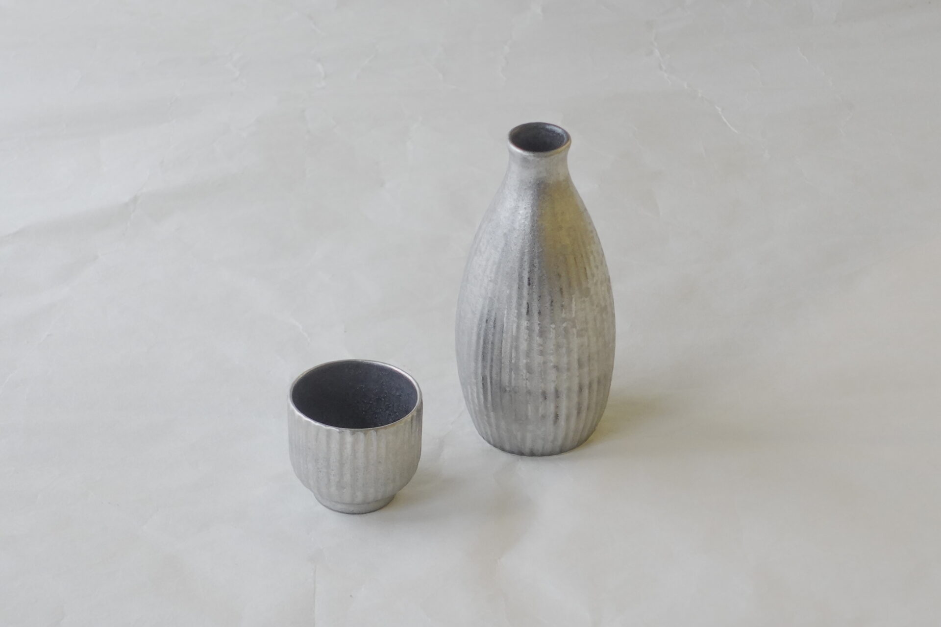 陶磁器 有田焼 酒器 ぐい呑み 徳利 一合 銀彩 黒結晶釉 シルバー 洒落たデザイン スタイリッシュ 薄手 軽い 扱いやすい 軽量 使いやすい 実用的 機能性 美濃焼 鉄瓶 陶器 漆 漆器 有田焼 金継ぎ 焼き物 食器 陶磁器 伝統工芸品 茶碗 工芸品 九谷焼 南部鉄器 陶芸 陶器市 岐阜 焼き物 磁器 瀬戸物 岐阜県 岐阜市 美殿町６−番地 小林漆陶 漆塗り器 織部焼 小林漆器 箸 金継ぎ お香 食器 茶道具 陶器 美濃焼専門店 お皿 ceramics ih pottery うつわ うつわ屋 お皿屋さん お茶 お茶碗 お箸 かまど この辺に陶器屋さんってあります とうきいち やきもの ガラス工房 ギフト　ギフトショップ マグカップ モダン焼物 レンジできる陶器 切子 南部鉄器 どこ　岐阜市南部鉄器販売店 南部鉄器購入 岐阜県器屋 土鍋 岐阜小洒落たお皿 お椀が出る店 器 塗り物 漆塗り 陶器屋さん 食器屋さん お椀 ひのき 岐阜城周辺茶道具 販売陶器 販売陶器屋さん 陶器店 漆器店 岐阜有名な器屋さん 岐阜県食器売ってるところ 岐阜駅 陶器工芸品店 徳利 売ってる店 急須販売 扇子 抹茶 掛け軸 修復 日本陶瓷 漆器 木の食器 樺細工 江戸切子 食器 漆の器 漆器 うるし 漆器店 漆塗 漆椀 火鉢 灰 美殿町商店街 美濃焼ショップ 岐阜市 湯呑み お店 付近 美濃焼き専門店 美濃焼販売 花瓶 茶器 オンライン輪島塗 なつめ 店近くのガラス屋さん 近くの陶器屋さん 酒器 ガラス 金継ぎ依頼 岐阜鉄器鉄瓶 取扱店 Japanese 陶器 修理 陶器専門店 陶器小売店 岐阜陶器屋 陶器店 陶磁器 陶磁器専門店 陶芸家 おすすめ お店 岐阜食洗機対応 漆椀 Gifu JapanesetablewareJapanesecrafts Japaneseceramics Japanesepottery Handcrafted TraditionalCrafts Japaneseculture Traditionalart Japaneseteautensils TeaCeremony Japaneselacquerware インテリア 一輪挿し 入れ物 陶芸 陶芸皿 陶器いろいろ 陶器店 絵皿 絵柄 オンラインショップ 置物 おひつ オーブントースター 置物スタイリッシュ お皿 オブジェ 置物かわいい お皿陶磁器 お椀陶器 陶器欠損補修 花瓶 貫入 傘立て 陶器花 カップ 花 陶磁器 陶器金継ぎ キャニスター 器 急須 京都 金彩 九州 急須 陶芸食器 コーヒーカップ コップ 小物入れ 皿 ごはん鍋 食洗機 修理 食器 修理金継ぎ 陶器販売 瀬戸物 染付 タンブラー 耐熱陶器 茶碗 近くの陶器店 通販 土物 通販 手作り陶器 陶磁器 鍋