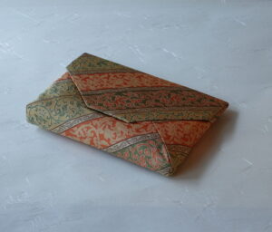 茶道 茶の湯 茶道具 日本製 正絹 数寄屋袋 和装 正倉院唐草花鳥紋 奈良時代 華麗 繁栄 長寿 吉祥文様 子孫繁栄 縁起がいい 美しい 格調高い 伝統的 名物裂 歴史 茶人 美濃焼 鉄瓶 陶器 漆 漆器 有田焼 金継ぎ 焼き物 食器 陶磁器 伝統工芸品 茶碗 工芸品 九谷焼 南部鉄器 陶芸 陶器市 岐阜 焼き物 磁器 瀬戸物 岐阜県 岐阜市 美殿町６−番地 小林漆陶 漆塗り器 織部焼 小林漆器 箸 金継ぎ お香 食器 茶道具 陶器 美濃焼専門店 お皿 ceramics ih pottery うつわ うつわ屋 お皿屋さん お茶 お茶碗 お箸 かまど この辺に陶器屋さんってあります とうきいち やきもの ガラス工房 ギフト　ギフトショップ マグカップ モダン焼物 レンジできる陶器 切子 南部鉄器 どこ　岐阜市南部鉄器販売店 南部鉄器購入 岐阜県器屋 土鍋 岐阜小洒落たお皿 お椀が出る店 器 塗り物 漆塗り 陶器屋さん 食器屋さん お椀 ひのき 岐阜城周辺茶道具 販売陶器 販売陶器屋さん 陶器店 漆器店 岐阜有名な器屋さん 岐阜県食器売ってるところ 岐阜駅 陶器工芸品店 徳利 売ってる店 急須販売 扇子 抹茶 掛け軸 修復 日本陶瓷 漆器 木の食器 樺細工 江戸切子 食器 漆の器 漆器 うるし 漆器店 漆塗 漆椀 火鉢 灰 美殿町商店街 美濃焼ショップ 岐阜市 湯呑み お店 付近 美濃焼き専門店 美濃焼販売 花瓶 茶器 オンライン輪島塗 なつめ 店近くのガラス屋さん 近くの陶器屋さん 酒器 ガラス 金継ぎ依頼 岐阜鉄器鉄瓶 取扱店 Japanese 陶器 修理 陶器専門店 陶器小売店 岐阜陶器屋 陶器店 陶磁器 陶磁器専門店 陶芸家 おすすめ お店 岐阜食洗機対応 漆椀 Gifu JapanesetablewareJapanesecrafts Japaneseceramics Japanesepottery Handcrafted TraditionalCrafts Japaneseculture Traditionalart Japaneseteautensils TeaCeremony Japaneselacquerware 棗 お茶道具セット 近くの茶道具店 荒目板 茶道具の扱い方 一閑茶張り 茶道具一式 糸巻棚 裏千家入門セット 薄板 歌花筒 茶道具通販 裏千家 円座 干支扇子 オンラインショップ 茶道具オンライン 茶道稽古セット 表千家茶道具 お抹茶セット 釜 かいし 懐紙 菓子器 懐紙入れ 皆具 官休庵 黒文字 桑小卓 黒茶碗 黒柿 建水 結界 携帯用茶道具 稽古用茶道具 香合 香炉 茶通箱 初心者セット 仕覆 茶道具収納箱 敷板 杓立て すいはつ 数寄屋袋 透木釜 数茶碗 炭斗 水滴 すいはつ 茶道具専門店