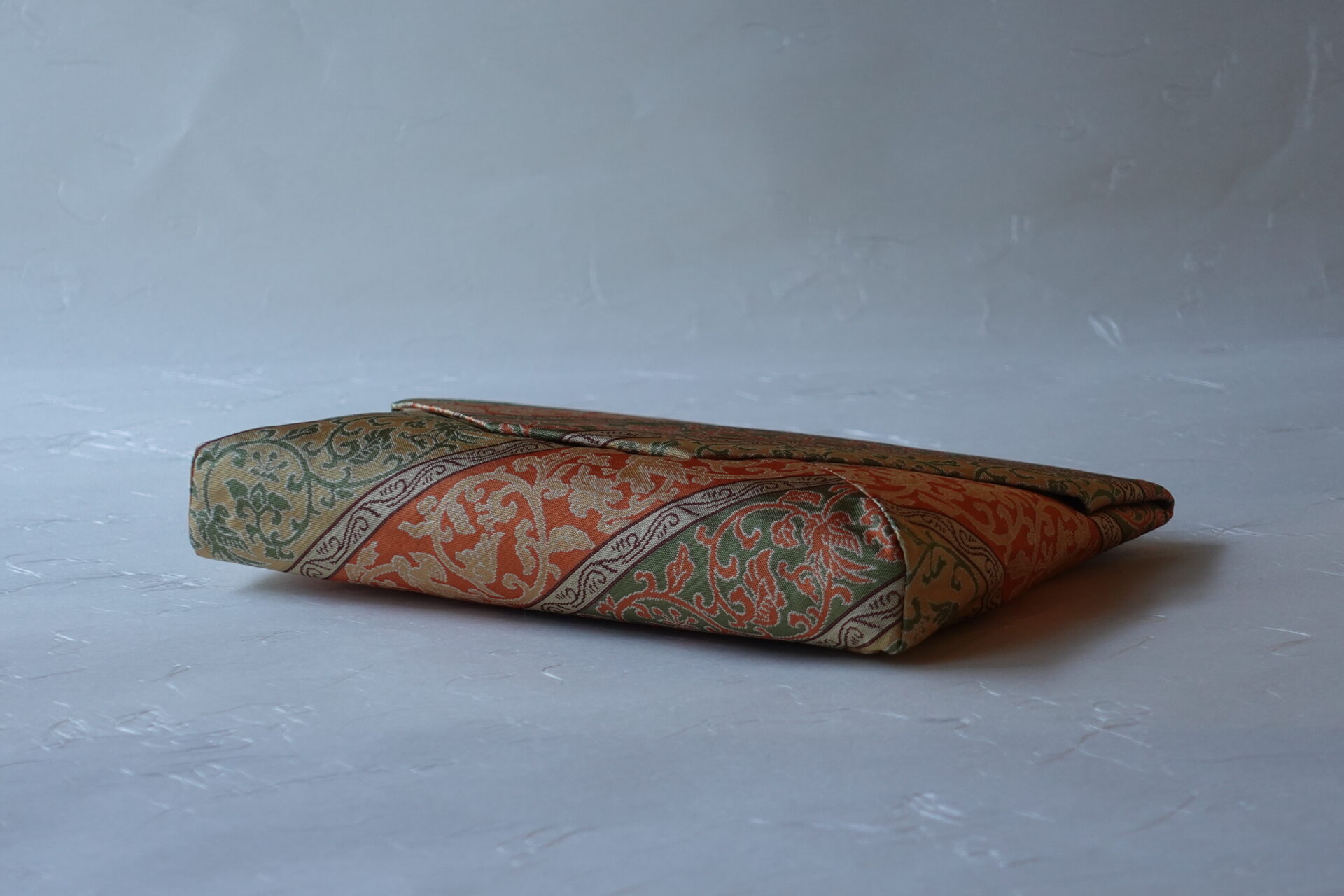 茶道 茶の湯 茶道具 日本製 正絹 数寄屋袋 和装 正倉院唐草花鳥紋 奈良時代 華麗 繁栄 長寿 吉祥文様 子孫繁栄 縁起がいい 美しい 格調高い 伝統的 名物裂 歴史 茶人 美濃焼 鉄瓶 陶器 漆 漆器 有田焼 金継ぎ 焼き物 食器 陶磁器 伝統工芸品 茶碗 工芸品 九谷焼 南部鉄器 陶芸 陶器市 岐阜 焼き物 磁器 瀬戸物 岐阜県 岐阜市 美殿町６−番地 小林漆陶 漆塗り器 織部焼 小林漆器 箸 金継ぎ お香 食器 茶道具 陶器 美濃焼専門店 お皿 ceramics ih pottery うつわ うつわ屋 お皿屋さん お茶 お茶碗 お箸 かまど この辺に陶器屋さんってあります とうきいち やきもの ガラス工房 ギフト　ギフトショップ マグカップ モダン焼物 レンジできる陶器 切子 南部鉄器 どこ　岐阜市南部鉄器販売店 南部鉄器購入 岐阜県器屋 土鍋 岐阜小洒落たお皿 お椀が出る店 器 塗り物 漆塗り 陶器屋さん 食器屋さん お椀 ひのき 岐阜城周辺茶道具 販売陶器 販売陶器屋さん 陶器店 漆器店 岐阜有名な器屋さん 岐阜県食器売ってるところ 岐阜駅 陶器工芸品店 徳利 売ってる店 急須販売 扇子 抹茶 掛け軸 修復 日本陶瓷 漆器 木の食器 樺細工 江戸切子 食器 漆の器 漆器 うるし 漆器店 漆塗 漆椀 火鉢 灰 美殿町商店街 美濃焼ショップ 岐阜市 湯呑み お店 付近 美濃焼き専門店 美濃焼販売 花瓶 茶器 オンライン輪島塗 なつめ 店近くのガラス屋さん 近くの陶器屋さん 酒器 ガラス 金継ぎ依頼 岐阜鉄器鉄瓶 取扱店 Japanese 陶器 修理 陶器専門店 陶器小売店 岐阜陶器屋 陶器店 陶磁器 陶磁器専門店 陶芸家 おすすめ お店 岐阜食洗機対応 漆椀 Gifu JapanesetablewareJapanesecrafts Japaneseceramics Japanesepottery Handcrafted TraditionalCrafts Japaneseculture Traditionalart Japaneseteautensils TeaCeremony Japaneselacquerware 棗 お茶道具セット 近くの茶道具店 荒目板 茶道具の扱い方 一閑茶張り 茶道具一式 糸巻棚 裏千家入門セット 薄板 歌花筒 茶道具通販 裏千家 円座 干支扇子 オンラインショップ 茶道具オンライン 茶道稽古セット 表千家茶道具 お抹茶セット 釜 かいし 懐紙 菓子器 懐紙入れ 皆具 官休庵 黒文字 桑小卓 黒茶碗 黒柿 建水 結界 携帯用茶道具 稽古用茶道具 香合 香炉 茶通箱 初心者セット 仕覆 茶道具収納箱 敷板 杓立て すいはつ 数寄屋袋 透木釜 数茶碗 炭斗 水滴 すいはつ 茶道具専門店