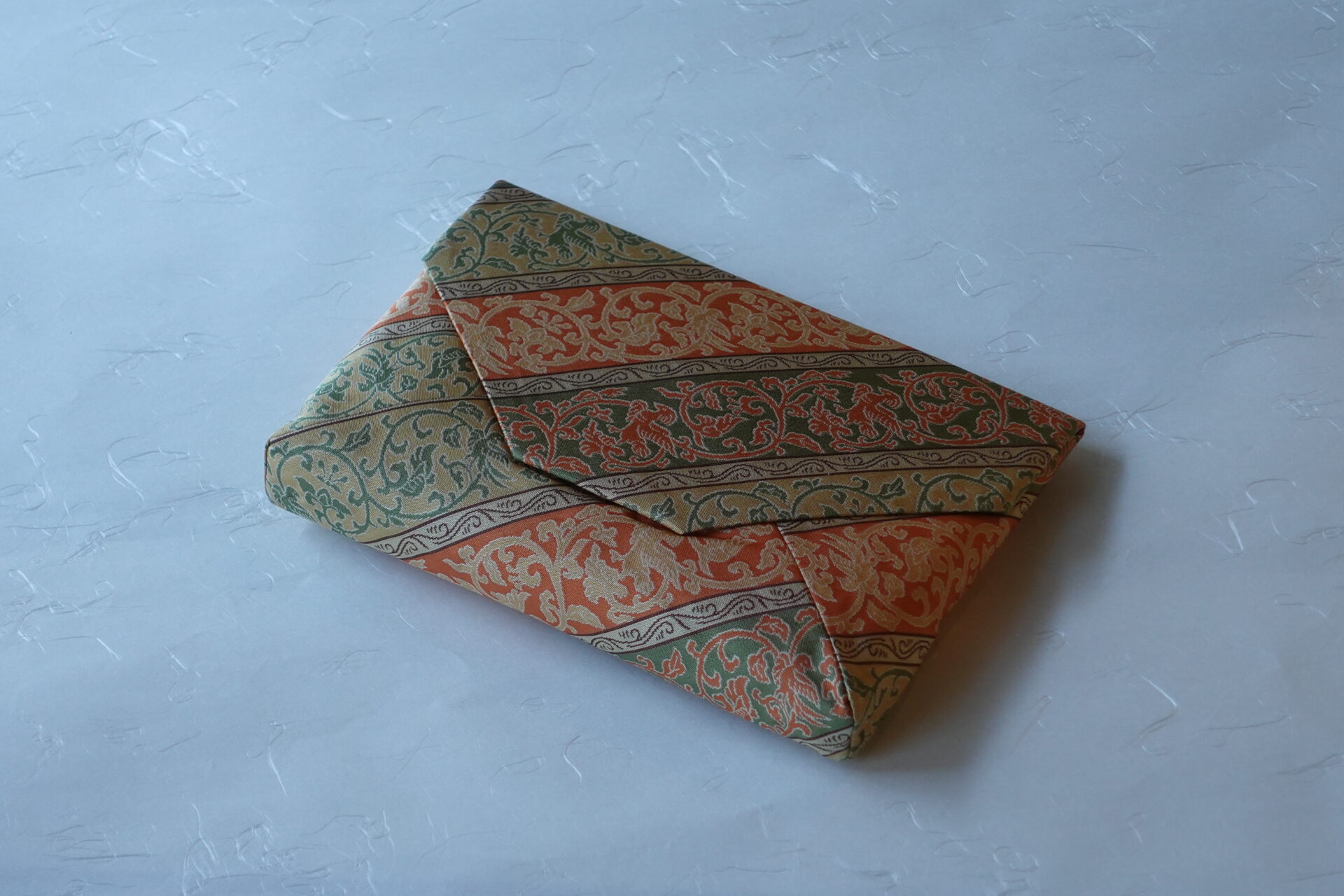 茶道 茶の湯 茶道具 日本製 正絹 数寄屋袋 和装 正倉院唐草花鳥紋 奈良時代 華麗 繁栄 長寿 吉祥文様 子孫繁栄 縁起がいい 美しい 格調高い 伝統的 名物裂 歴史 茶人 美濃焼 鉄瓶 陶器 漆 漆器 有田焼 金継ぎ 焼き物 食器 陶磁器 伝統工芸品 茶碗 工芸品 九谷焼 南部鉄器 陶芸 陶器市 岐阜 焼き物 磁器 瀬戸物 岐阜県 岐阜市 美殿町６−番地 小林漆陶 漆塗り器 織部焼 小林漆器 箸 金継ぎ お香 食器 茶道具 陶器 美濃焼専門店 お皿 ceramics ih pottery うつわ うつわ屋 お皿屋さん お茶 お茶碗 お箸 かまど この辺に陶器屋さんってあります とうきいち やきもの ガラス工房 ギフト　ギフトショップ マグカップ モダン焼物 レンジできる陶器 切子 南部鉄器 どこ　岐阜市南部鉄器販売店 南部鉄器購入 岐阜県器屋 土鍋 岐阜小洒落たお皿 お椀が出る店 器 塗り物 漆塗り 陶器屋さん 食器屋さん お椀 ひのき 岐阜城周辺茶道具 販売陶器 販売陶器屋さん 陶器店 漆器店 岐阜有名な器屋さん 岐阜県食器売ってるところ 岐阜駅 陶器工芸品店 徳利 売ってる店 急須販売 扇子 抹茶 掛け軸 修復 日本陶瓷 漆器 木の食器 樺細工 江戸切子 食器 漆の器 漆器 うるし 漆器店 漆塗 漆椀 火鉢 灰 美殿町商店街 美濃焼ショップ 岐阜市 湯呑み お店 付近 美濃焼き専門店 美濃焼販売 花瓶 茶器 オンライン輪島塗 なつめ 店近くのガラス屋さん 近くの陶器屋さん 酒器 ガラス 金継ぎ依頼 岐阜鉄器鉄瓶 取扱店 Japanese 陶器 修理 陶器専門店 陶器小売店 岐阜陶器屋 陶器店 陶磁器 陶磁器専門店 陶芸家 おすすめ お店 岐阜食洗機対応 漆椀 Gifu JapanesetablewareJapanesecrafts Japaneseceramics Japanesepottery Handcrafted TraditionalCrafts Japaneseculture Traditionalart Japaneseteautensils TeaCeremony Japaneselacquerware 棗 お茶道具セット 近くの茶道具店 荒目板 茶道具の扱い方 一閑茶張り 茶道具一式 糸巻棚 裏千家入門セット 薄板 歌花筒 茶道具通販 裏千家 円座 干支扇子 オンラインショップ 茶道具オンライン 茶道稽古セット 表千家茶道具 お抹茶セット 釜 かいし 懐紙 菓子器 懐紙入れ 皆具 官休庵 黒文字 桑小卓 黒茶碗 黒柿 建水 結界 携帯用茶道具 稽古用茶道具 香合 香炉 茶通箱 初心者セット 仕覆 茶道具収納箱 敷板 杓立て すいはつ 数寄屋袋 透木釜 数茶碗 炭斗 水滴 すいはつ 茶道具専門店