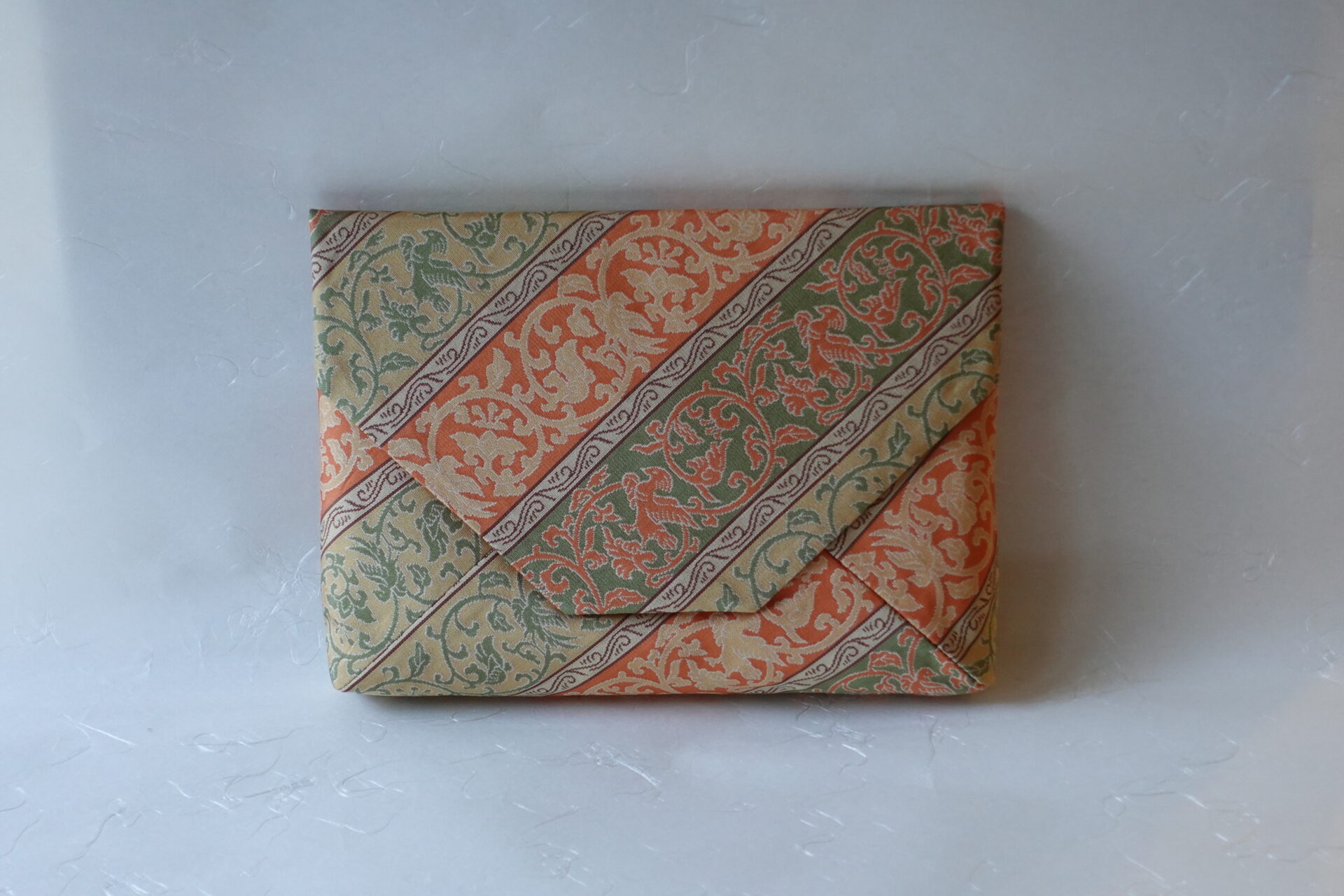 茶道 茶の湯 茶道具 日本製 正絹 数寄屋袋 和装 正倉院唐草花鳥紋 奈良時代 華麗 繁栄 長寿 吉祥文様 子孫繁栄 縁起がいい 美しい 格調高い 伝統的 名物裂 歴史 茶人 美濃焼 鉄瓶 陶器 漆 漆器 有田焼 金継ぎ 焼き物 食器 陶磁器 伝統工芸品 茶碗 工芸品 九谷焼 南部鉄器 陶芸 陶器市 岐阜 焼き物 磁器 瀬戸物 岐阜県 岐阜市 美殿町６−番地 小林漆陶 漆塗り器 織部焼 小林漆器 箸 金継ぎ お香 食器 茶道具 陶器 美濃焼専門店 お皿 ceramics ih pottery うつわ うつわ屋 お皿屋さん お茶 お茶碗 お箸 かまど この辺に陶器屋さんってあります とうきいち やきもの ガラス工房 ギフト　ギフトショップ マグカップ モダン焼物 レンジできる陶器 切子 南部鉄器 どこ　岐阜市南部鉄器販売店 南部鉄器購入 岐阜県器屋 土鍋 岐阜小洒落たお皿 お椀が出る店 器 塗り物 漆塗り 陶器屋さん 食器屋さん お椀 ひのき 岐阜城周辺茶道具 販売陶器 販売陶器屋さん 陶器店 漆器店 岐阜有名な器屋さん 岐阜県食器売ってるところ 岐阜駅 陶器工芸品店 徳利 売ってる店 急須販売 扇子 抹茶 掛け軸 修復 日本陶瓷 漆器 木の食器 樺細工 江戸切子 食器 漆の器 漆器 うるし 漆器店 漆塗 漆椀 火鉢 灰 美殿町商店街 美濃焼ショップ 岐阜市 湯呑み お店 付近 美濃焼き専門店 美濃焼販売 花瓶 茶器 オンライン輪島塗 なつめ 店近くのガラス屋さん 近くの陶器屋さん 酒器 ガラス 金継ぎ依頼 岐阜鉄器鉄瓶 取扱店 Japanese 陶器 修理 陶器専門店 陶器小売店 岐阜陶器屋 陶器店 陶磁器 陶磁器専門店 陶芸家 おすすめ お店 岐阜食洗機対応 漆椀 Gifu JapanesetablewareJapanesecrafts Japaneseceramics Japanesepottery Handcrafted TraditionalCrafts Japaneseculture Traditionalart Japaneseteautensils TeaCeremony Japaneselacquerware 棗 お茶道具セット 近くの茶道具店 荒目板 茶道具の扱い方 一閑茶張り 茶道具一式 糸巻棚 裏千家入門セット 薄板 歌花筒 茶道具通販 裏千家 円座 干支扇子 オンラインショップ 茶道具オンライン 茶道稽古セット 表千家茶道具 お抹茶セット 釜 かいし 懐紙 菓子器 懐紙入れ 皆具 官休庵 黒文字 桑小卓 黒茶碗 黒柿 建水 結界 携帯用茶道具 稽古用茶道具 香合 香炉 茶通箱 初心者セット 仕覆 茶道具収納箱 敷板 杓立て すいはつ 数寄屋袋 透木釜 数茶碗 炭斗 水滴 すいはつ 茶道具専門店