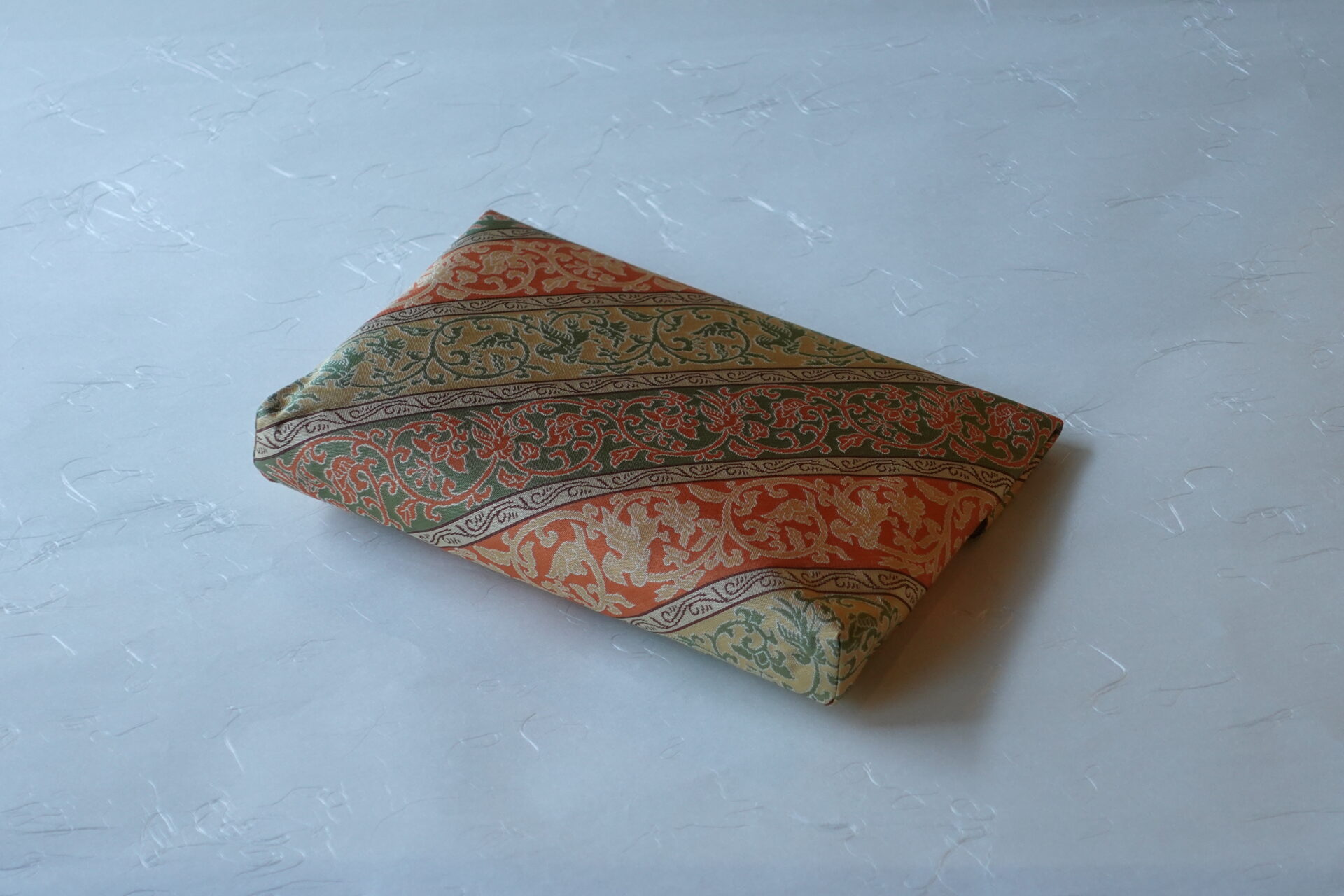 茶道 茶の湯 茶道具 日本製 正絹 数寄屋袋 和装 正倉院唐草花鳥紋 奈良時代 華麗 繁栄 長寿 吉祥文様 子孫繁栄 縁起がいい 美しい 格調高い 伝統的 名物裂 歴史 茶人 美濃焼 鉄瓶 陶器 漆 漆器 有田焼 金継ぎ 焼き物 食器 陶磁器 伝統工芸品 茶碗 工芸品 九谷焼 南部鉄器 陶芸 陶器市 岐阜 焼き物 磁器 瀬戸物 岐阜県 岐阜市 美殿町６−番地 小林漆陶 漆塗り器 織部焼 小林漆器 箸 金継ぎ お香 食器 茶道具 陶器 美濃焼専門店 お皿 ceramics ih pottery うつわ うつわ屋 お皿屋さん お茶 お茶碗 お箸 かまど この辺に陶器屋さんってあります とうきいち やきもの ガラス工房 ギフト　ギフトショップ マグカップ モダン焼物 レンジできる陶器 切子 南部鉄器 どこ　岐阜市南部鉄器販売店 南部鉄器購入 岐阜県器屋 土鍋 岐阜小洒落たお皿 お椀が出る店 器 塗り物 漆塗り 陶器屋さん 食器屋さん お椀 ひのき 岐阜城周辺茶道具 販売陶器 販売陶器屋さん 陶器店 漆器店 岐阜有名な器屋さん 岐阜県食器売ってるところ 岐阜駅 陶器工芸品店 徳利 売ってる店 急須販売 扇子 抹茶 掛け軸 修復 日本陶瓷 漆器 木の食器 樺細工 江戸切子 食器 漆の器 漆器 うるし 漆器店 漆塗 漆椀 火鉢 灰 美殿町商店街 美濃焼ショップ 岐阜市 湯呑み お店 付近 美濃焼き専門店 美濃焼販売 花瓶 茶器 オンライン輪島塗 なつめ 店近くのガラス屋さん 近くの陶器屋さん 酒器 ガラス 金継ぎ依頼 岐阜鉄器鉄瓶 取扱店 Japanese 陶器 修理 陶器専門店 陶器小売店 岐阜陶器屋 陶器店 陶磁器 陶磁器専門店 陶芸家 おすすめ お店 岐阜食洗機対応 漆椀 Gifu JapanesetablewareJapanesecrafts Japaneseceramics Japanesepottery Handcrafted TraditionalCrafts Japaneseculture Traditionalart Japaneseteautensils TeaCeremony Japaneselacquerware 棗 お茶道具セット 近くの茶道具店 荒目板 茶道具の扱い方 一閑茶張り 茶道具一式 糸巻棚 裏千家入門セット 薄板 歌花筒 茶道具通販 裏千家 円座 干支扇子 オンラインショップ 茶道具オンライン 茶道稽古セット 表千家茶道具 お抹茶セット 釜 かいし 懐紙 菓子器 懐紙入れ 皆具 官休庵 黒文字 桑小卓 黒茶碗 黒柿 建水 結界 携帯用茶道具 稽古用茶道具 香合 香炉 茶通箱 初心者セット 仕覆 茶道具収納箱 敷板 杓立て すいはつ 数寄屋袋 透木釜 数茶碗 炭斗 水滴 すいはつ 茶道具専門店