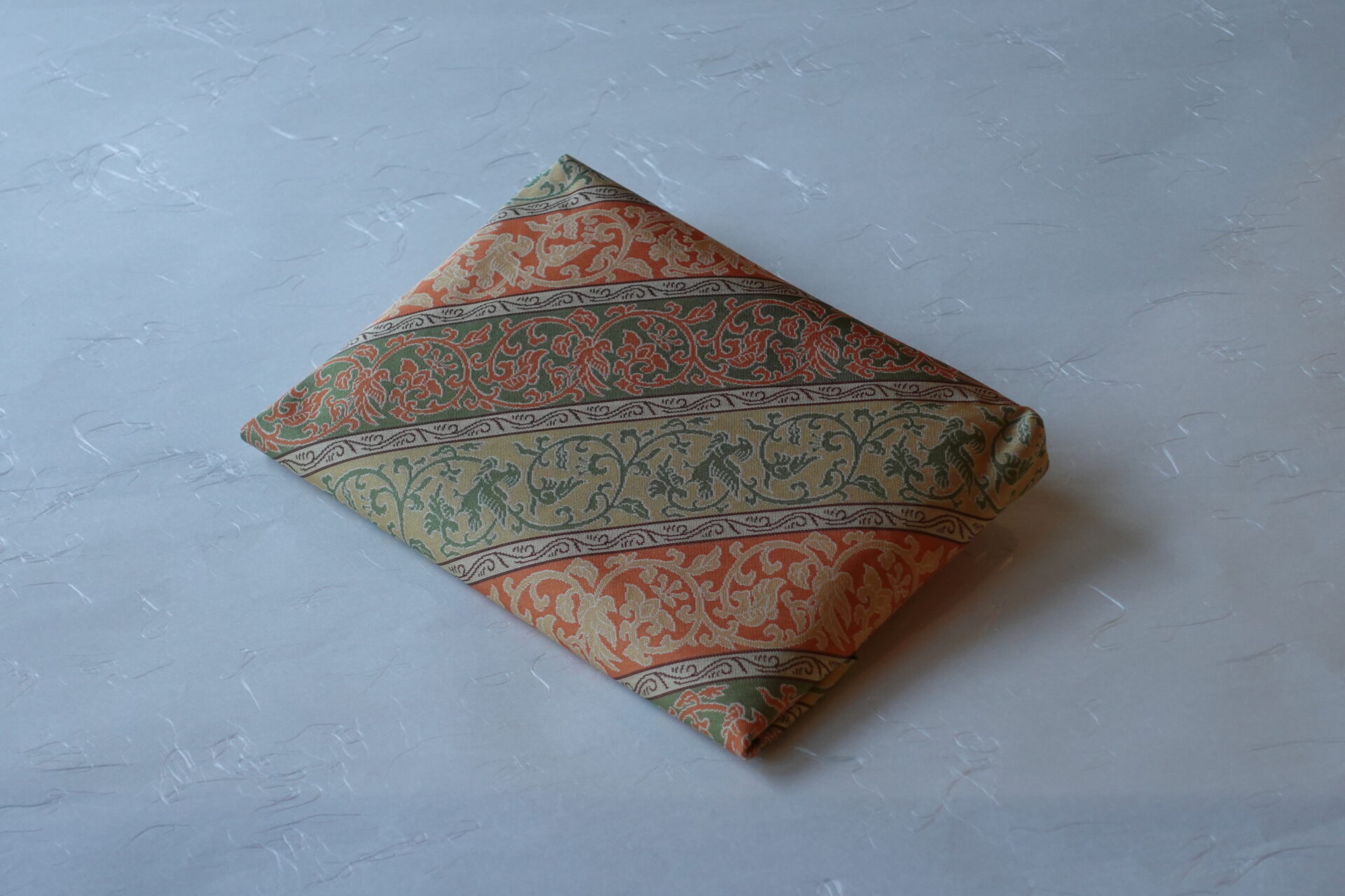 茶道 茶の湯 茶道具 日本製 正絹 数寄屋袋 和装 正倉院唐草花鳥紋 奈良時代 華麗 繁栄 長寿 吉祥文様 子孫繁栄 縁起がいい 美しい 格調高い 伝統的 名物裂 歴史 茶人 美濃焼 鉄瓶 陶器 漆 漆器 有田焼 金継ぎ 焼き物 食器 陶磁器 伝統工芸品 茶碗 工芸品 九谷焼 南部鉄器 陶芸 陶器市 岐阜 焼き物 磁器 瀬戸物 岐阜県 岐阜市 美殿町６−番地 小林漆陶 漆塗り器 織部焼 小林漆器 箸 金継ぎ お香 食器 茶道具 陶器 美濃焼専門店 お皿 ceramics ih pottery うつわ うつわ屋 お皿屋さん お茶 お茶碗 お箸 かまど この辺に陶器屋さんってあります とうきいち やきもの ガラス工房 ギフト　ギフトショップ マグカップ モダン焼物 レンジできる陶器 切子 南部鉄器 どこ　岐阜市南部鉄器販売店 南部鉄器購入 岐阜県器屋 土鍋 岐阜小洒落たお皿 お椀が出る店 器 塗り物 漆塗り 陶器屋さん 食器屋さん お椀 ひのき 岐阜城周辺茶道具 販売陶器 販売陶器屋さん 陶器店 漆器店 岐阜有名な器屋さん 岐阜県食器売ってるところ 岐阜駅 陶器工芸品店 徳利 売ってる店 急須販売 扇子 抹茶 掛け軸 修復 日本陶瓷 漆器 木の食器 樺細工 江戸切子 食器 漆の器 漆器 うるし 漆器店 漆塗 漆椀 火鉢 灰 美殿町商店街 美濃焼ショップ 岐阜市 湯呑み お店 付近 美濃焼き専門店 美濃焼販売 花瓶 茶器 オンライン輪島塗 なつめ 店近くのガラス屋さん 近くの陶器屋さん 酒器 ガラス 金継ぎ依頼 岐阜鉄器鉄瓶 取扱店 Japanese 陶器 修理 陶器専門店 陶器小売店 岐阜陶器屋 陶器店 陶磁器 陶磁器専門店 陶芸家 おすすめ お店 岐阜食洗機対応 漆椀 Gifu JapanesetablewareJapanesecrafts Japaneseceramics Japanesepottery Handcrafted TraditionalCrafts Japaneseculture Traditionalart Japaneseteautensils TeaCeremony Japaneselacquerware 棗 お茶道具セット 近くの茶道具店 荒目板 茶道具の扱い方 一閑茶張り 茶道具一式 糸巻棚 裏千家入門セット 薄板 歌花筒 茶道具通販 裏千家 円座 干支扇子 オンラインショップ 茶道具オンライン 茶道稽古セット 表千家茶道具 お抹茶セット 釜 かいし 懐紙 菓子器 懐紙入れ 皆具 官休庵 黒文字 桑小卓 黒茶碗 黒柿 建水 結界 携帯用茶道具 稽古用茶道具 香合 香炉 茶通箱 初心者セット 仕覆 茶道具収納箱 敷板 杓立て すいはつ 数寄屋袋 透木釜 数茶碗 炭斗 水滴 すいはつ 茶道具専門店