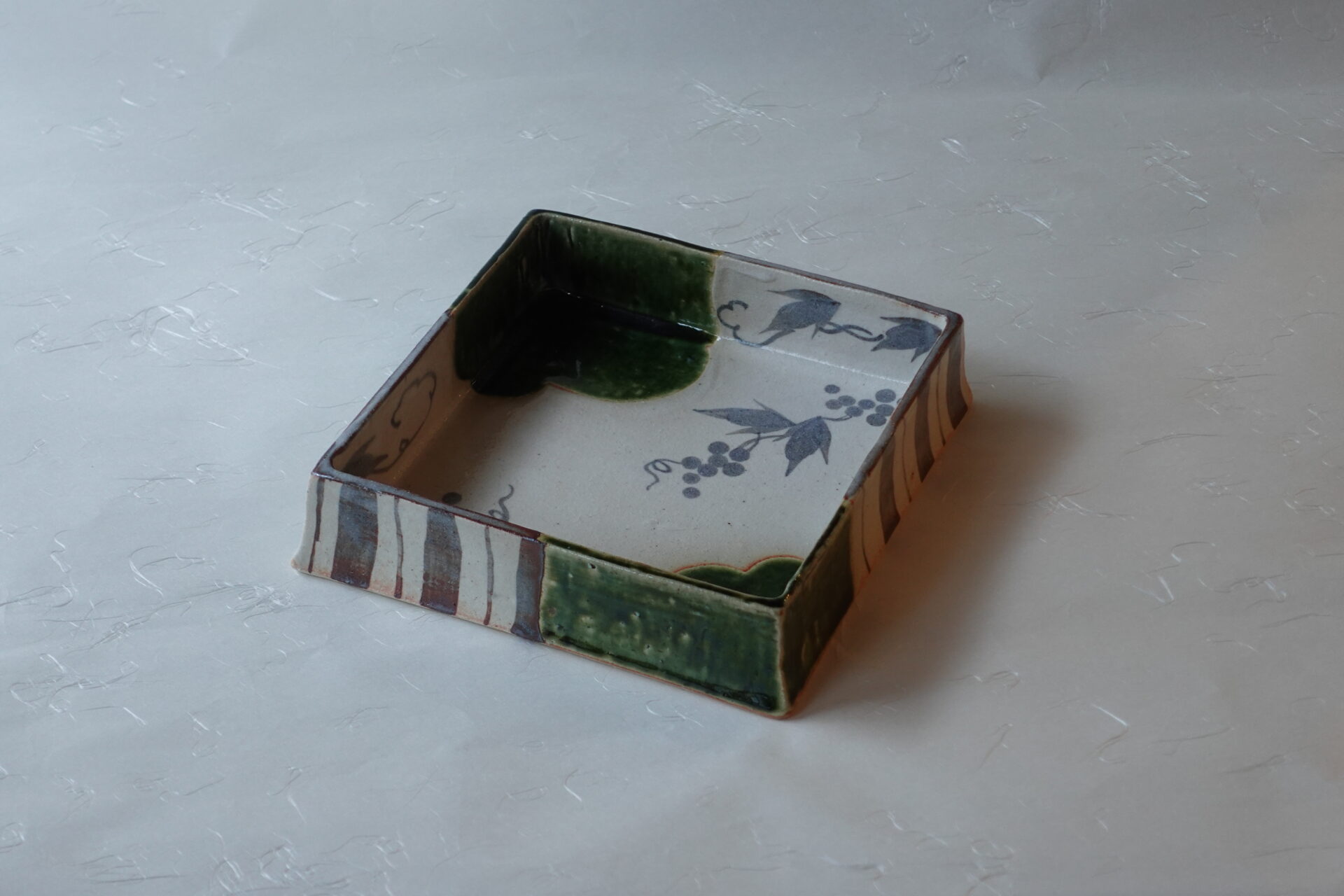 陶器 美濃焼 手づくり 盛鉢 たたら作り 織部 ぶどう 鉄絵 手描き お料理 お菓子 盛り付けやすい 体裁がよい 洒落た 子孫繁栄 吉祥紋 飽きが来ない 永く使える 存在感 価値ある逸品 伝統的 美濃焼 鉄瓶 陶器 漆 漆器 有田焼 金継ぎ 焼き物 食器 陶磁器 伝統工芸品 茶碗 工芸品 九谷焼 南部鉄器 陶芸 陶器市 岐阜 焼き物 磁器 瀬戸物 岐阜県 岐阜市 美殿町６−番地 小林漆陶 漆塗り器 織部焼 小林漆器 箸 金継ぎ お香 食器 茶道具 陶器 美濃焼専門店 お皿 ceramics ih pottery うつわ うつわ屋 お皿屋さん お茶 お茶碗 お箸 かまど この辺に陶器屋さんってあります とうきいち やきもの ガラス工房 ギフト　ギフトショップ マグカップ モダン焼物 レンジできる陶器 切子 南部鉄器 どこ　岐阜市南部鉄器販売店 南部鉄器購入 岐阜県器屋 土鍋 岐阜小洒落たお皿 お椀が出る店 器 塗り物 漆塗り 陶器屋さん 食器屋さん お椀 ひのき 岐阜城周辺茶道具 販売陶器 販売陶器屋さん 陶器店 漆器店 岐阜有名な器屋さん 岐阜県食器売ってるところ 岐阜駅 陶器工芸品店 徳利 売ってる店 急須販売 扇子 抹茶 掛け軸 修復 日本陶瓷 漆器 木の食器 樺細工 江戸切子 食器 漆の器 漆器 うるし 漆器店 漆塗 漆椀 火鉢 灰 美殿町商店街 美濃焼ショップ 岐阜市 湯呑み お店 付近 美濃焼き専門店 美濃焼販売 花瓶 茶器 オンライン輪島塗 なつめ 店近くのガラス屋さん 近くの陶器屋さん 酒器 ガラス 金継ぎ依頼 岐阜鉄器鉄瓶 取扱店 Japanese 陶器 修理 陶器専門店 陶器小売店 岐阜陶器屋 陶器店 陶磁器 陶磁器専門店 陶芸家 おすすめ お店 岐阜食洗機対応 漆椀 Gifu JapanesetablewareJapanesecrafts Japaneseceramics Japanesepottery Handcrafted TraditionalCrafts Japaneseculture Traditionalart Japaneseteautensils TeaCeremony Japaneselacquerware インテリア 一輪挿し 入れ物 陶芸 陶芸皿 陶器いろいろ 陶器店 絵皿 絵柄 オンラインショップ 置物 おひつ オーブントースター 置物スタイリッシュ お皿 オブジェ 置物かわいい お皿陶磁器 お椀陶器 陶器欠損補修 花瓶 貫入 傘立て 陶器花 カップ 花 陶磁器 陶器金継ぎ キャニスター 器 急須 京都 金彩 九州 急須 陶芸食器 コーヒーカップ コップ 小物入れ 皿 ごはん鍋 食洗機 修理 食器 修理金継ぎ 陶器販売 瀬戸物 染付 タンブラー 耐熱陶器 茶碗 近くの陶器店 通販 土物 通販 手作り陶器 陶磁器 鍋