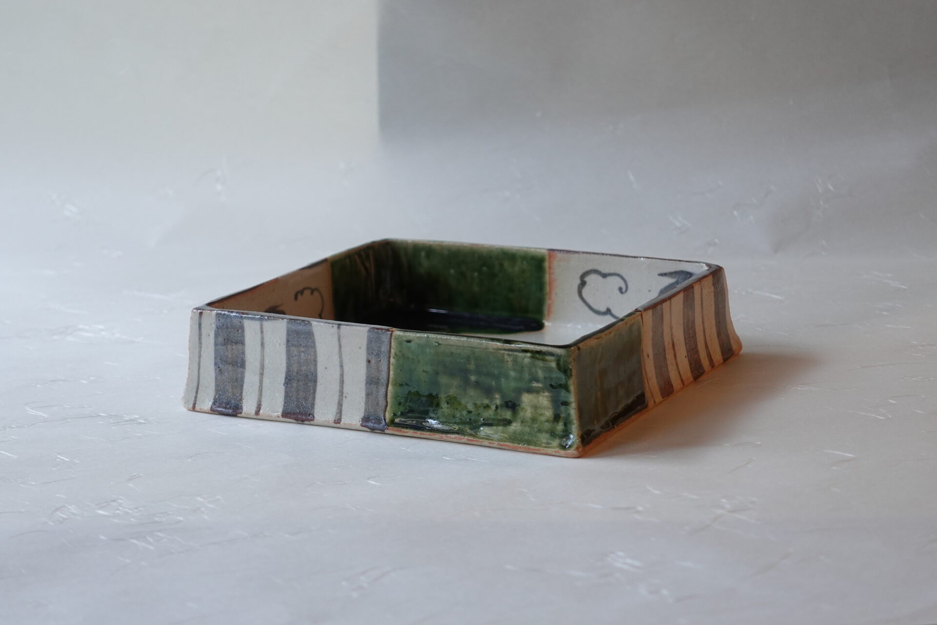 陶器 美濃焼 手づくり 盛鉢 たたら作り 織部 ぶどう 鉄絵 手描き お料理 お菓子 盛り付けやすい 体裁がよい 洒落た 子孫繁栄 吉祥紋 飽きが来ない 永く使える 存在感 価値ある逸品 伝統的 美濃焼 鉄瓶 陶器 漆 漆器 有田焼 金継ぎ 焼き物 食器 陶磁器 伝統工芸品 茶碗 工芸品 九谷焼 南部鉄器 陶芸 陶器市 岐阜 焼き物 磁器 瀬戸物 岐阜県 岐阜市 美殿町６−番地 小林漆陶 漆塗り器 織部焼 小林漆器 箸 金継ぎ お香 食器 茶道具 陶器 美濃焼専門店 お皿 ceramics ih pottery うつわ うつわ屋 お皿屋さん お茶 お茶碗 お箸 かまど この辺に陶器屋さんってあります とうきいち やきもの ガラス工房 ギフト　ギフトショップ マグカップ モダン焼物 レンジできる陶器 切子 南部鉄器 どこ　岐阜市南部鉄器販売店 南部鉄器購入 岐阜県器屋 土鍋 岐阜小洒落たお皿 お椀が出る店 器 塗り物 漆塗り 陶器屋さん 食器屋さん お椀 ひのき 岐阜城周辺茶道具 販売陶器 販売陶器屋さん 陶器店 漆器店 岐阜有名な器屋さん 岐阜県食器売ってるところ 岐阜駅 陶器工芸品店 徳利 売ってる店 急須販売 扇子 抹茶 掛け軸 修復 日本陶瓷 漆器 木の食器 樺細工 江戸切子 食器 漆の器 漆器 うるし 漆器店 漆塗 漆椀 火鉢 灰 美殿町商店街 美濃焼ショップ 岐阜市 湯呑み お店 付近 美濃焼き専門店 美濃焼販売 花瓶 茶器 オンライン輪島塗 なつめ 店近くのガラス屋さん 近くの陶器屋さん 酒器 ガラス 金継ぎ依頼 岐阜鉄器鉄瓶 取扱店 Japanese 陶器 修理 陶器専門店 陶器小売店 岐阜陶器屋 陶器店 陶磁器 陶磁器専門店 陶芸家 おすすめ お店 岐阜食洗機対応 漆椀 Gifu JapanesetablewareJapanesecrafts Japaneseceramics Japanesepottery Handcrafted TraditionalCrafts Japaneseculture Traditionalart Japaneseteautensils TeaCeremony Japaneselacquerware インテリア 一輪挿し 入れ物 陶芸 陶芸皿 陶器いろいろ 陶器店 絵皿 絵柄 オンラインショップ 置物 おひつ オーブントースター 置物スタイリッシュ お皿 オブジェ 置物かわいい お皿陶磁器 お椀陶器 陶器欠損補修 花瓶 貫入 傘立て 陶器花 カップ 花 陶磁器 陶器金継ぎ キャニスター 器 急須 京都 金彩 九州 急須 陶芸食器 コーヒーカップ コップ 小物入れ 皿 ごはん鍋 食洗機 修理 食器 修理金継ぎ 陶器販売 瀬戸物 染付 タンブラー 耐熱陶器 茶碗 近くの陶器店 通販 土物 通販 手作り陶器 陶磁器 鍋