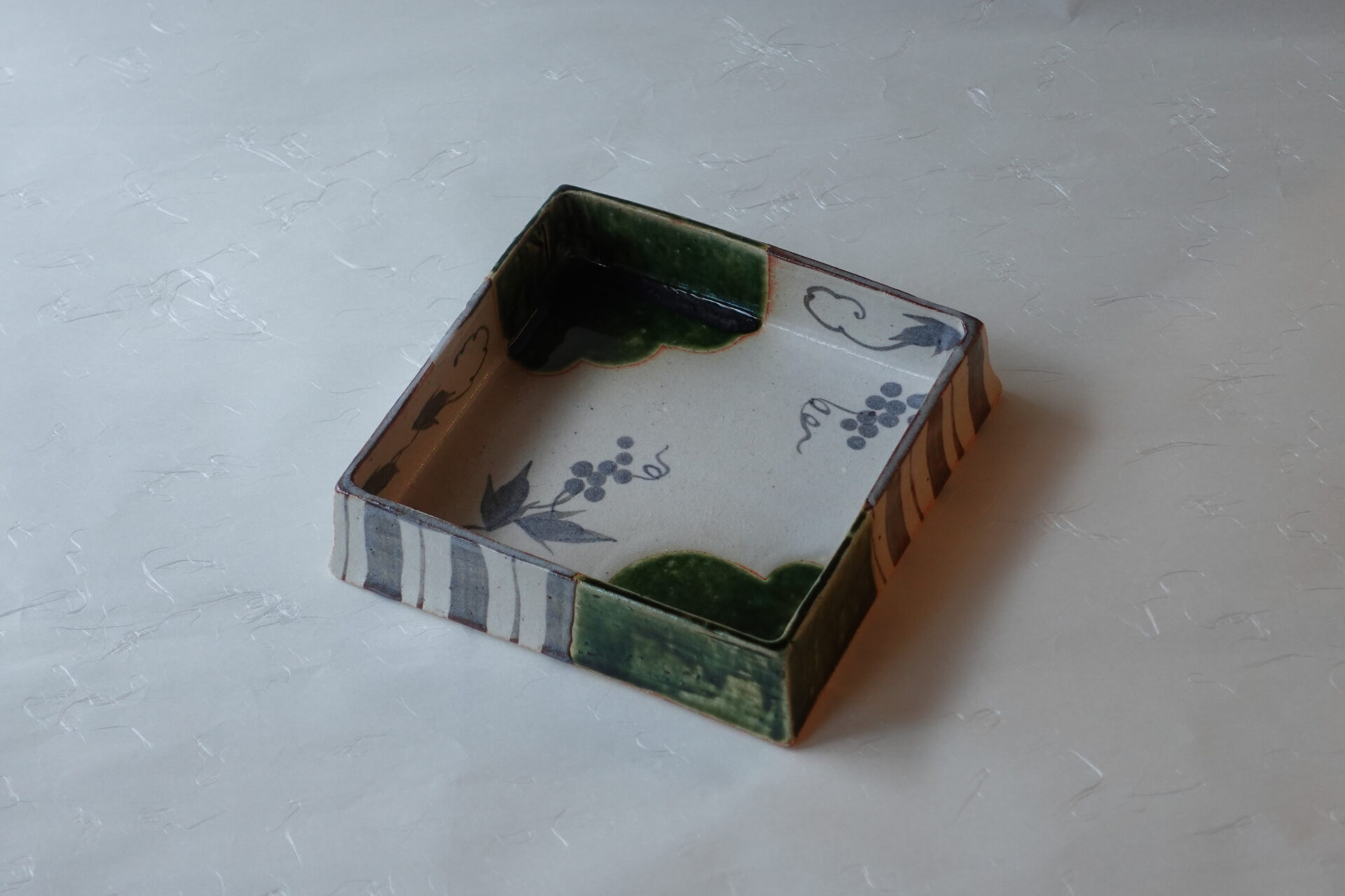 陶器 美濃焼 手づくり 盛鉢 たたら作り 織部 ぶどう 鉄絵 手描き お料理 お菓子 盛り付けやすい 体裁がよい 洒落た 子孫繁栄 吉祥紋 飽きが来ない 永く使える 存在感 価値ある逸品 伝統的 美濃焼 鉄瓶 陶器 漆 漆器 有田焼 金継ぎ 焼き物 食器 陶磁器 伝統工芸品 茶碗 工芸品 九谷焼 南部鉄器 陶芸 陶器市 岐阜 焼き物 磁器 瀬戸物 岐阜県 岐阜市 美殿町６−番地 小林漆陶 漆塗り器 織部焼 小林漆器 箸 金継ぎ お香 食器 茶道具 陶器 美濃焼専門店 お皿 ceramics ih pottery うつわ うつわ屋 お皿屋さん お茶 お茶碗 お箸 かまど この辺に陶器屋さんってあります とうきいち やきもの ガラス工房 ギフト　ギフトショップ マグカップ モダン焼物 レンジできる陶器 切子 南部鉄器 どこ　岐阜市南部鉄器販売店 南部鉄器購入 岐阜県器屋 土鍋 岐阜小洒落たお皿 お椀が出る店 器 塗り物 漆塗り 陶器屋さん 食器屋さん お椀 ひのき 岐阜城周辺茶道具 販売陶器 販売陶器屋さん 陶器店 漆器店 岐阜有名な器屋さん 岐阜県食器売ってるところ 岐阜駅 陶器工芸品店 徳利 売ってる店 急須販売 扇子 抹茶 掛け軸 修復 日本陶瓷 漆器 木の食器 樺細工 江戸切子 食器 漆の器 漆器 うるし 漆器店 漆塗 漆椀 火鉢 灰 美殿町商店街 美濃焼ショップ 岐阜市 湯呑み お店 付近 美濃焼き専門店 美濃焼販売 花瓶 茶器 オンライン輪島塗 なつめ 店近くのガラス屋さん 近くの陶器屋さん 酒器 ガラス 金継ぎ依頼 岐阜鉄器鉄瓶 取扱店 Japanese 陶器 修理 陶器専門店 陶器小売店 岐阜陶器屋 陶器店 陶磁器 陶磁器専門店 陶芸家 おすすめ お店 岐阜食洗機対応 漆椀 Gifu JapanesetablewareJapanesecrafts Japaneseceramics Japanesepottery Handcrafted TraditionalCrafts Japaneseculture Traditionalart Japaneseteautensils TeaCeremony Japaneselacquerware インテリア 一輪挿し 入れ物 陶芸 陶芸皿 陶器いろいろ 陶器店 絵皿 絵柄 オンラインショップ 置物 おひつ オーブントースター 置物スタイリッシュ お皿 オブジェ 置物かわいい お皿陶磁器 お椀陶器 陶器欠損補修 花瓶 貫入 傘立て 陶器花 カップ 花 陶磁器 陶器金継ぎ キャニスター 器 急須 京都 金彩 九州 急須 陶芸食器 コーヒーカップ コップ 小物入れ 皿 ごはん鍋 食洗機 修理 食器 修理金継ぎ 陶器販売 瀬戸物 染付 タンブラー 耐熱陶器 茶碗 近くの陶器店 通販 土物 通販 手作り陶器 陶磁器 鍋