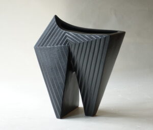 信楽焼 変形花器 三角形 立体的 バリエーション 黒一色 シンプル 花を引き立てる シック 締まった雰囲気 飽きが来ない 永く使える 美濃焼 鉄瓶 陶器 漆 漆器 有田焼 金継ぎ 焼き物 食器 陶磁器 伝統工芸品 茶碗 工芸品 九谷焼 南部鉄器 陶芸 陶器市 岐阜 焼き物 磁器 瀬戸物 岐阜県 岐阜市 美殿町６−番地 小林漆陶 漆塗り器 織部焼 小林漆器 箸 金継ぎ お香 食器 茶道具 陶器 美濃焼専門店 お皿 ceramics ih pottery うつわ うつわ屋 お皿屋さん お茶 お茶碗 お箸 かまど この辺に陶器屋さんってあります とうきいち やきもの ガラス工房 ギフト　ギフトショップ マグカップ モダン焼物 レンジできる陶器 切子 南部鉄器 どこ　岐阜市南部鉄器販売店 南部鉄器購入 岐阜県器屋 土鍋 岐阜小洒落たお皿 お椀が出る店 器 塗り物 漆塗り 陶器屋さん 食器屋さん お椀 ひのき 岐阜城周辺茶道具 販売陶器 販売陶器屋さん 陶器店 漆器店 岐阜有名な器屋さん 岐阜県食器売ってるところ 岐阜駅 陶器工芸品店 徳利 売ってる店 急須販売 扇子 抹茶 掛け軸 修復 日本陶瓷 漆器 木の食器 樺細工 江戸切子 食器 漆の器 漆器 うるし 漆器店 漆塗 漆椀 火鉢 灰 美殿町商店街 美濃焼ショップ 岐阜市 湯呑み お店 付近 美濃焼き専門店 美濃焼販売 花瓶 茶器 オンライン輪島塗 なつめ 店近くのガラス屋さん 近くの陶器屋さん 酒器 ガラス 金継ぎ依頼 岐阜鉄器鉄瓶 取扱店 Japanese 陶器 修理 陶器専門店 陶器小売店 岐阜陶器屋 陶器店 陶磁器 陶磁器専門店 陶芸家 おすすめ お店 岐阜食洗機対応 漆椀 Gifu JapanesetablewareJapanesecrafts Japaneseceramics Japanesepottery Handcrafted TraditionalCrafts Japaneseculture Traditionalart Japaneseteautensils TeaCeremony Japaneselacquerware インテリア 一輪挿し 入れ物 陶芸 陶芸皿 陶器いろいろ 陶器店 絵皿 絵柄 オンラインショップ 置物 おひつ オーブントースター 置物スタイリッシュ お皿 オブジェ 置物かわいい お皿陶磁器 お椀陶器 陶器欠損補修 花瓶 貫入 傘立て 陶器花 カップ 花 陶磁器 陶器金継ぎ キャニスター 器 急須 京都 金彩 九州 急須 陶芸食器 コーヒーカップ コップ 小物入れ 皿 ごはん鍋 食洗機 修理 食器 修理金継ぎ 陶器販売 瀬戸物 染付 タンブラー 耐熱陶器 茶碗 近くの陶器店 通販 土物 通販 手作り陶器 陶磁器 鍋