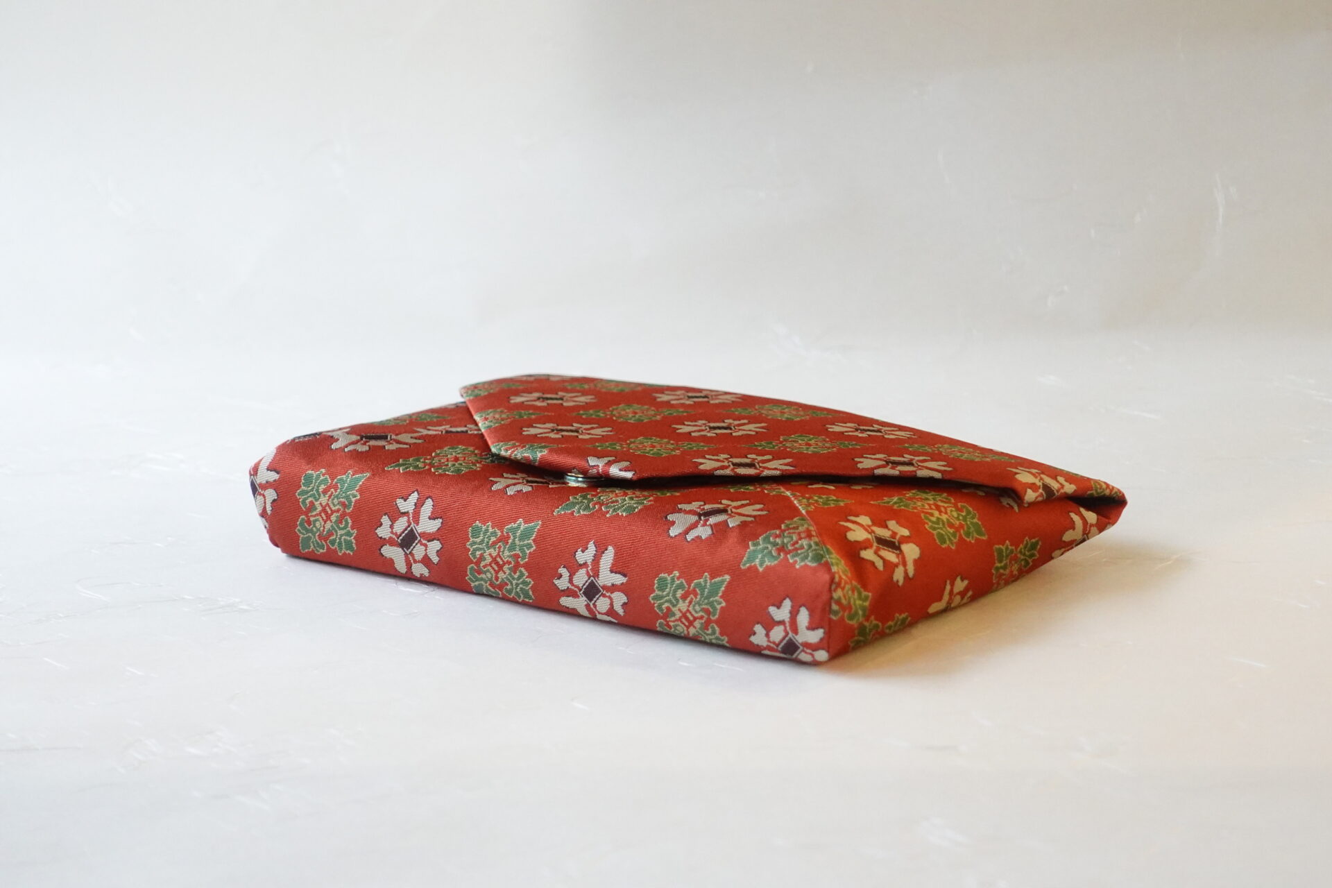 茶道 茶の湯 茶道具 日本製 正絹 数寄屋袋 和装 天平双華文錦 正倉院宝物 格調ある文様 美濃焼 鉄瓶 陶器 漆 漆器 有田焼 金継ぎ 焼き物 食器 陶磁器 伝統工芸品 茶碗 工芸品 九谷焼 南部鉄器 陶芸 陶器市 岐阜 焼き物 磁器 瀬戸物 岐阜県 岐阜市 美殿町６−番地 小林漆陶 漆塗り器 織部焼 小林漆器 箸 金継ぎ お香 食器 茶道具 陶器 美濃焼専門店 お皿 ceramics ih pottery うつわ うつわ屋 お皿屋さん お茶 お茶碗 お箸 かまど この辺に陶器屋さんってあります とうきいち やきもの ガラス工房 ギフト　ギフトショップ マグカップ モダン焼物 レンジできる陶器 切子 南部鉄器 どこ　岐阜市南部鉄器販売店 南部鉄器購入 岐阜県器屋 土鍋 岐阜小洒落たお皿 お椀が出る店 器 塗り物 漆塗り 陶器屋さん 食器屋さん お椀 ひのき 岐阜城周辺茶道具 販売陶器 販売陶器屋さん 陶器店 漆器店 岐阜有名な器屋さん 岐阜県食器売ってるところ 岐阜駅 陶器工芸品店 徳利 売ってる店 急須販売 扇子 抹茶 掛け軸 修復 日本陶瓷 漆器 木の食器 樺細工 江戸切子 食器 漆の器 漆器 うるし 漆器店 漆塗 漆椀 火鉢 灰 美殿町商店街 美濃焼ショップ 岐阜市 湯呑み お店 付近 美濃焼き専門店 美濃焼販売 花瓶 茶器 オンライン輪島塗 なつめ 店近くのガラス屋さん 近くの陶器屋さん 酒器 ガラス 金継ぎ依頼 岐阜鉄器鉄瓶 取扱店 Japanese 陶器 修理 陶器専門店 陶器小売店 岐阜陶器屋 陶器店 陶磁器 陶磁器専門店 陶芸家 おすすめ お店 岐阜食洗機対応 漆椀 Gifu JapanesetablewareJapanesecrafts Japaneseceramics Japanesepottery Handcrafted TraditionalCrafts Japaneseculture Traditionalart Japaneseteautensils TeaCeremony Japaneselacquerware 棗 お茶道具セット 近くの茶道具店 荒目板 茶道具の扱い方 一閑茶張り 茶道具一式 糸巻棚 裏千家入門セット 薄板 歌花筒 茶道具通販 裏千家 円座 干支扇子 オンラインショップ 茶道具オンライン 茶道稽古セット 表千家茶道具 お抹茶セット 釜 かいし 懐紙 菓子器 懐紙入れ 皆具 官休庵 黒文字 桑小卓 黒茶碗 黒柿 建水 結界 携帯用茶道具 稽古用茶道具 香合 香炉 茶通箱 初心者セット 仕覆 茶道具収納箱 敷板 杓立て すいはつ 数寄屋袋 透木釜 数茶碗 炭斗 水滴 すいはつ 茶道具専門店